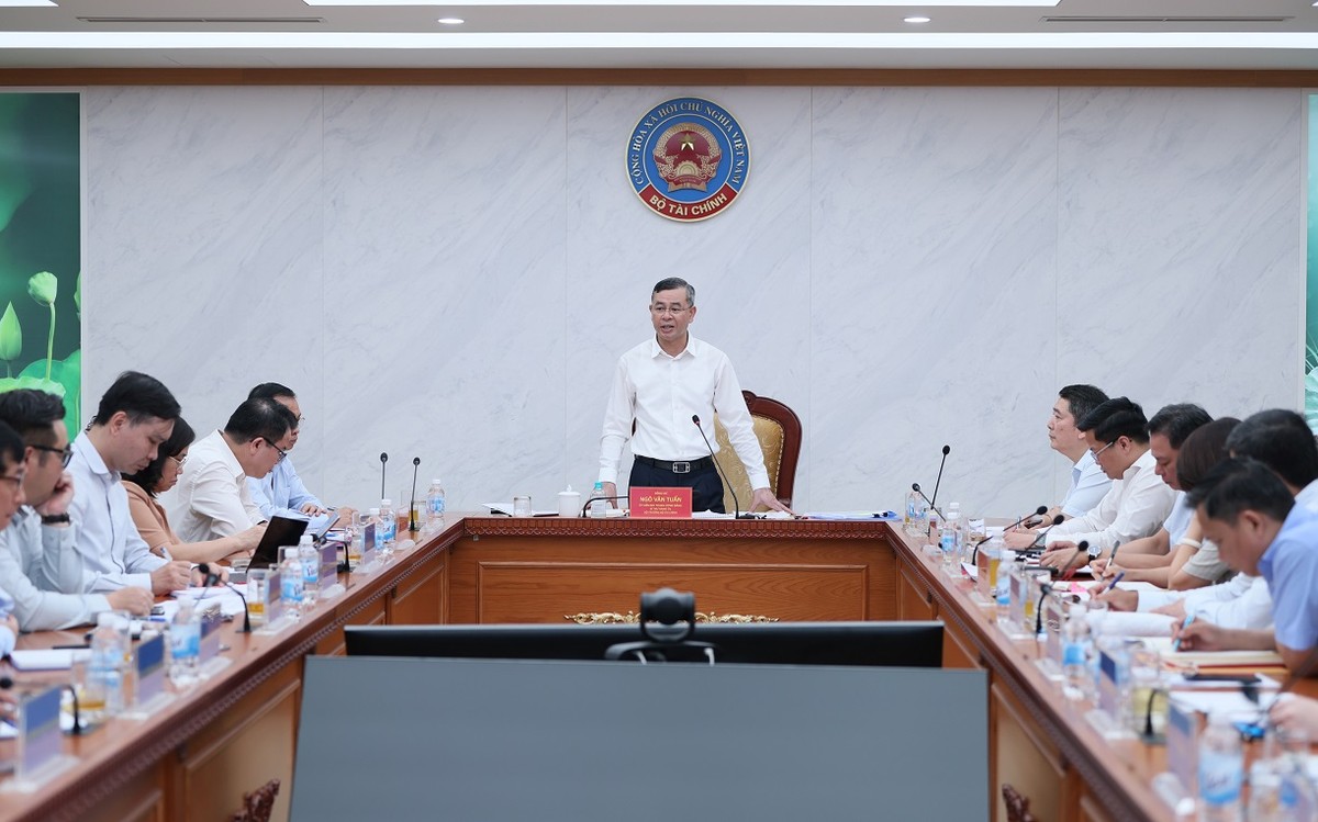 Bộ trưởng Ngô Văn Tuấn chủ trì Hội nghị giao ban đánh giá tình hình thực hiện chương trình công tác tháng 4, 4 tháng đầu năm và kế hoạch triển khai chương trình công tác các tháng cuối năm 2026. Ảnh: Mạnh Tuấn.