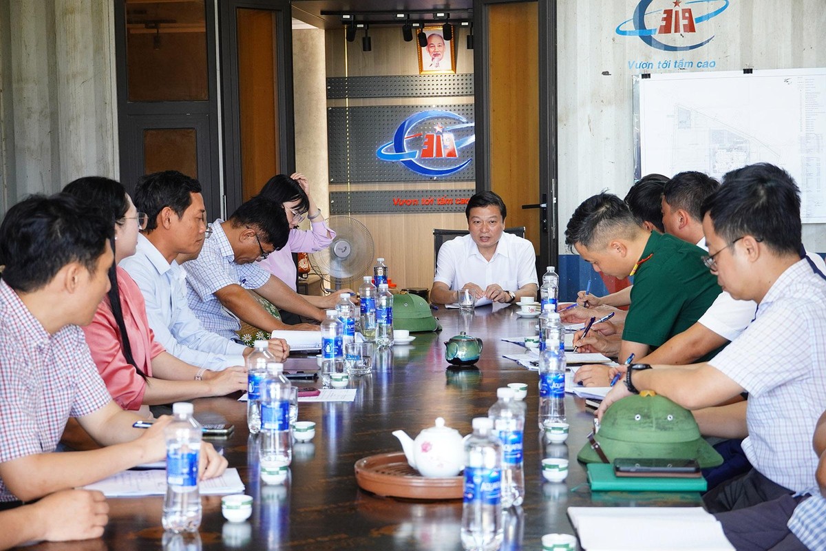 Chủ tịch UBND tỉnh Quảng Trị Lê Hồng Vinh làm việc với các sở, ngành, địa phương và các đơn vị liên quan về Dự án Bệnh viện Đa khoa khu vực Bắc Quảng Bình (cơ sở 2).