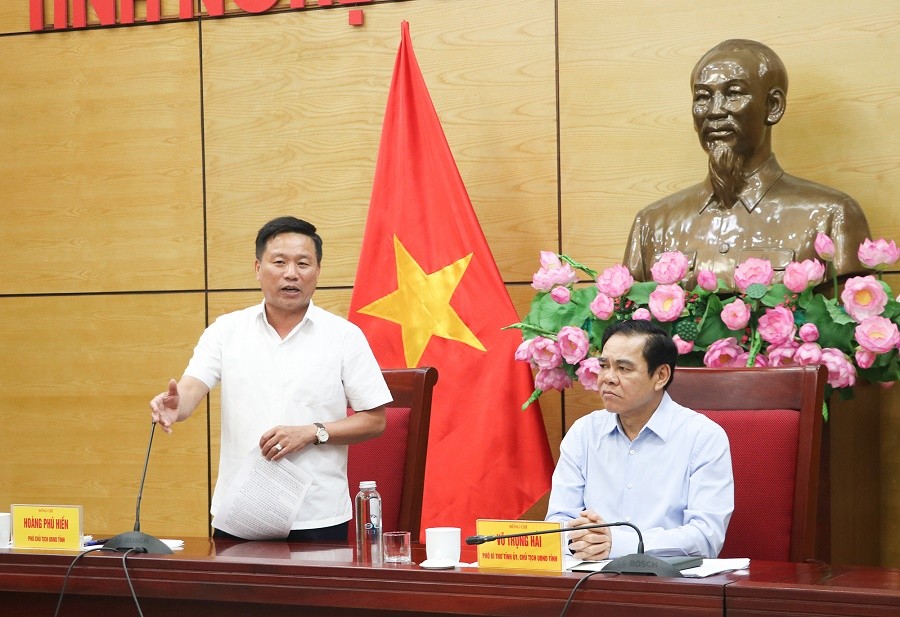 Lãnh đạo tỉnh phát biểu tại buổi làm việc.