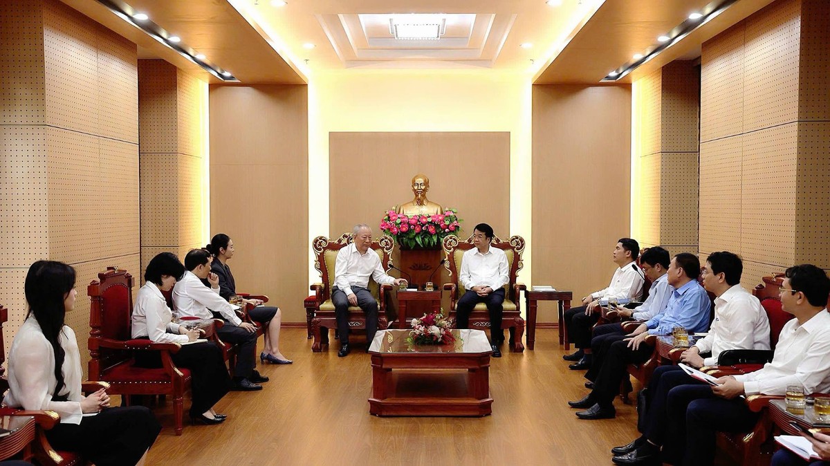 Chủ tịch UBND tỉnh Nguyễn Thanh Bình cho biết Ninh Bình luôn tạo điều kiện thuận lợi cho các nhà Kl99ok phiên bản mới có tiềm lực, uy tín và tầm nhìn chiến lược quốc tế. Ảnh: Trịnh Tùng Chủ tịch UBND tỉnh Nguyễn Thanh Bình cho biết Ninh Bình luôn tạo điều kiện thuận lợi cho các nhà Kl99ok phiên bản mới có tiềm lực, uy tín và tầm nhìn chiến lược quốc tế. Ảnh: Trịnh Tùng