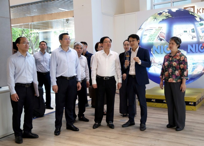 Phó Thủ tướng thăm hai cơ sở của NIC tại phường Cầu Giấy và Khu Công nghệ cao Hòa Lạc, TP. Hà Nội - Ảnh: VGP