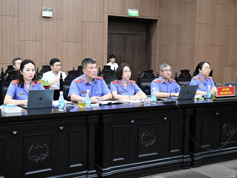 Đại diện Viện Kiểm sát giữ quyền công tố và kiểm sát xét xử tại phiên tòa sơ thẩm.