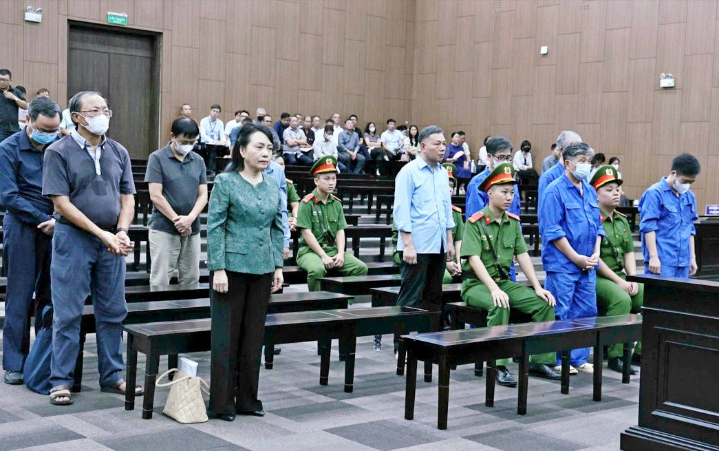 Có 10 bị cáo bị đưa ra xét xử trong phiên tòa sơ thẩm.