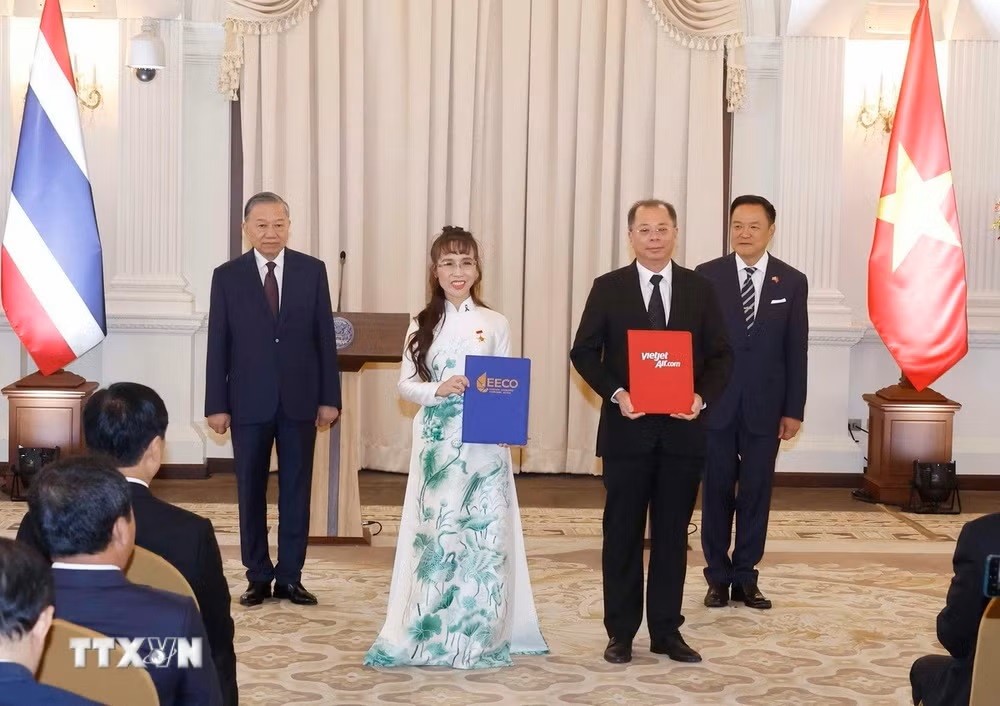 Tổng Bí thư, Chủ tịch nước Tô Lâm và Thủ tướng Thái Lan Anutin Charnvirakul chứng kiến trao Biên bản ghi nhớ về hợp tác phát triển Dự án Trung tâm bảo trì, sửa chữa, vận hành giữa hãng hàng không VietjetAir của Việt Nam với Cơ quan Hành lang Kl992 cổng game cá cược phía Đông (Thái Lan). (Ảnh: Thống Nhất/TTXVN)