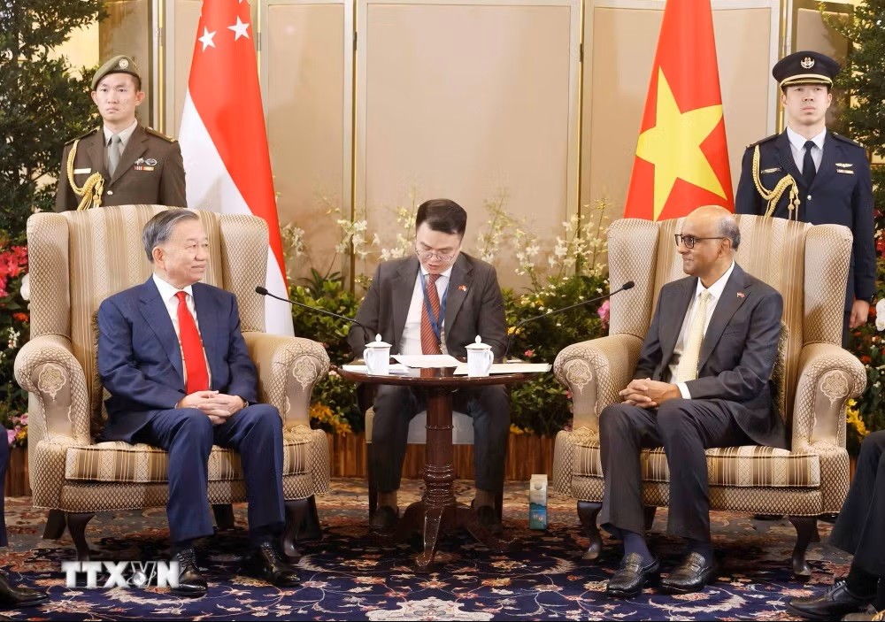 Ngay sau lễ đón, Tổng Bí thư, Chủ tịch nước Tô Lâm hội đàm Tổng thống Singapore Tharman Shanmugaratnam. (Ảnh: Thống Nhất/TTXVN)