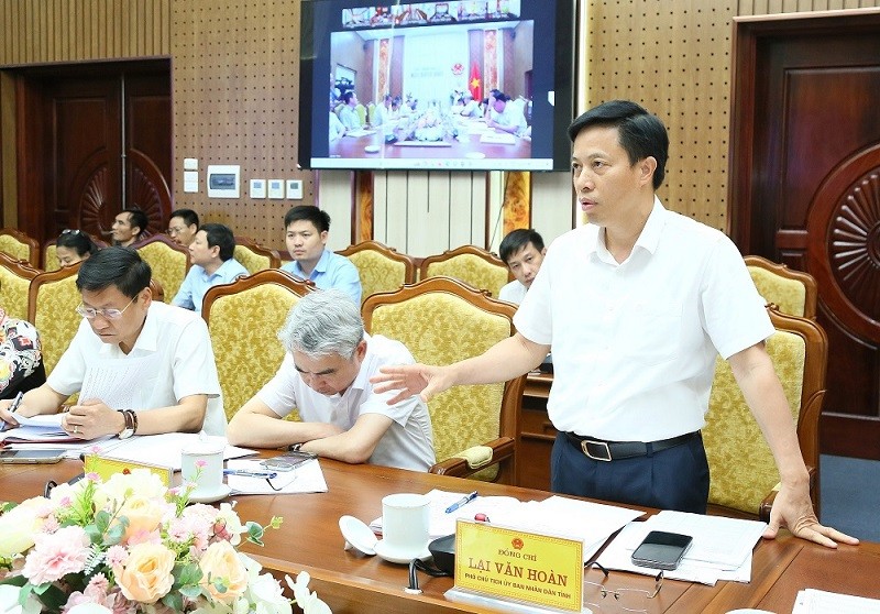 Phó Chủ tịch UBND tỉnh Lại Văn Hoàn phát biểu