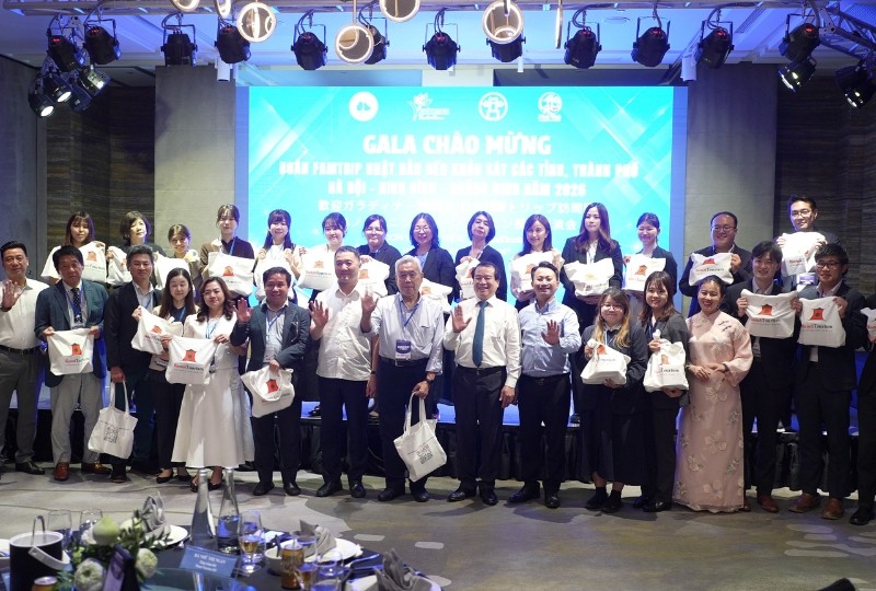 Các đại biểu chụp hình lưu niệm tại chương trình Gala chào mừng, tối 28/5