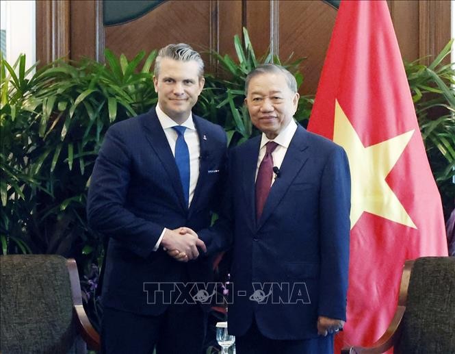 Tổng Bí thư, Chủ tịch nước Tô Lâm tiếp Bộ trưởng Bộ Chiến tranh Hoa Kỳ Pete Hegseth. Ảnh: Thống Nhất/TTXVN