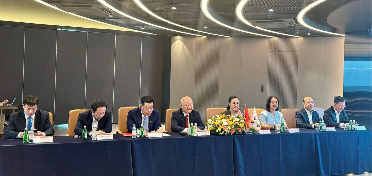 Đoàn công tác thành phố Hải Phòng làm việc với Kl994 game bài casino hấp dẫn SKC Hàn Quốc. Ảnh: Tuấn Anh.