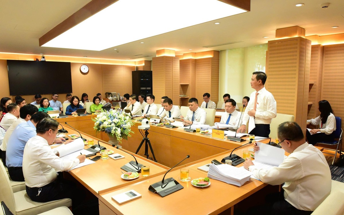 Quang cảnh phiên Thảo luận Tổ 4