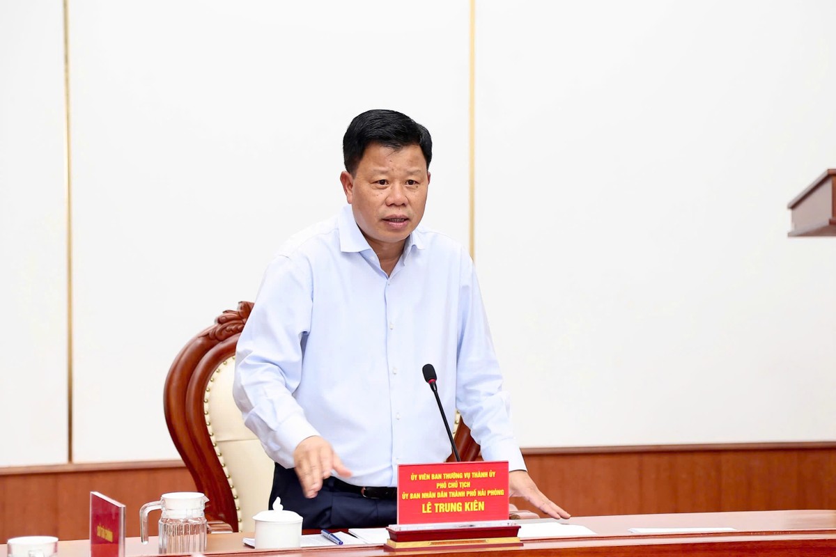 Ông Lê Trung Kiên, Phó chủ tịch UBND TP. Hải Phòng phát biểu tại cuộc họp