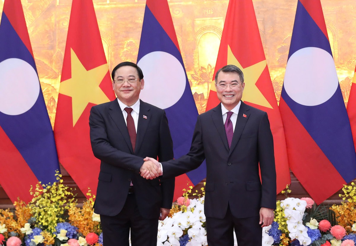 Thủ tướng Lê Minh Hưng và Thủ tướng Lào Sonexay Siphandone chụp ảnh chung trước hội đàm. Ảnh: Đức Thanh Thủ tướng Lê Minh Hưng và Thủ tướng Lào Sonexay Siphandone chụp ảnh chung trước hội đàm. Ảnh: Đức Thanh