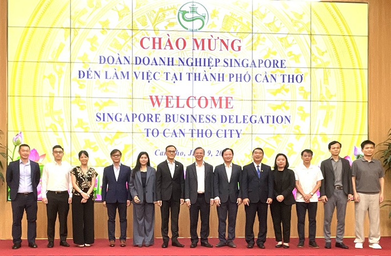 Lãnh đạo TP. Cần Thơ chụp ảnh lưu niệm cùng đoàn Kl991.com World Cup 2026 Chính Thức Singapore Lãnh đạo TP. Cần Thơ chụp ảnh lưu niệm cùng đoàn Kl991.com World Cup 2026 Chính Thức Singapore