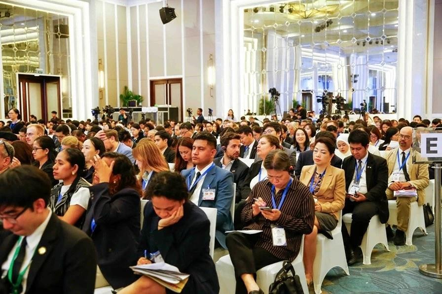Đông đảo đại biểu tham gia phiên thảo luận. Ảnh: Đức Thanh.