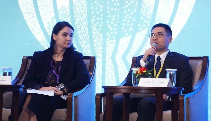 Đại sứ Đặc mệnh toàn quyền, Trưởng Phái đoàn Trung Quốc tại ASEAN Vương Khanh (phải) và bà Susannah Patton, Giám đốc Hợp tác châu Á của Đại học RMIT, đồng thời là Nghiên cứu viên không thường trú tại Viện Lowy (Australia). Ảnh: Đức Thanh. Đại sứ Đặc mệnh toàn quyền, Trưởng Phái đoàn Trung Quốc tại ASEAN Vương Khanh (phải) và bà Susannah Patton, Giám đốc Hợp tác châu Á của Đại học RMIT, đồng thời là Nghiên cứu viên không thường trú tại Viện Lowy (Australia). Ảnh: Đức Thanh.