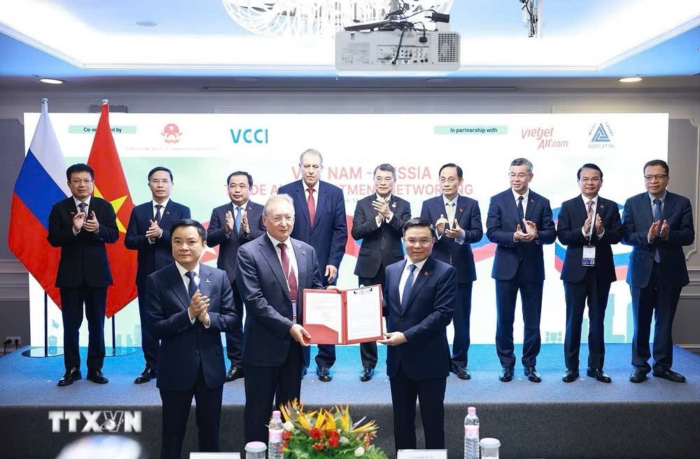 Thủ tướng Lê Minh Hưng chứng kiến trao Quyết định quyền tham gia Hợp đồng Dầu khí, lô Kharyaga PSA tại LB Nga - Phụ lục số 8 Kharyaga PSA. Ảnh: Dương Giang/TTXVN Thủ tướng Lê Minh Hưng chứng kiến trao Quyết định quyền tham gia Hợp đồng Dầu khí, lô Kharyaga PSA tại LB Nga - Phụ lục số 8 Kharyaga PSA. Ảnh: Dương Giang/TTXVN