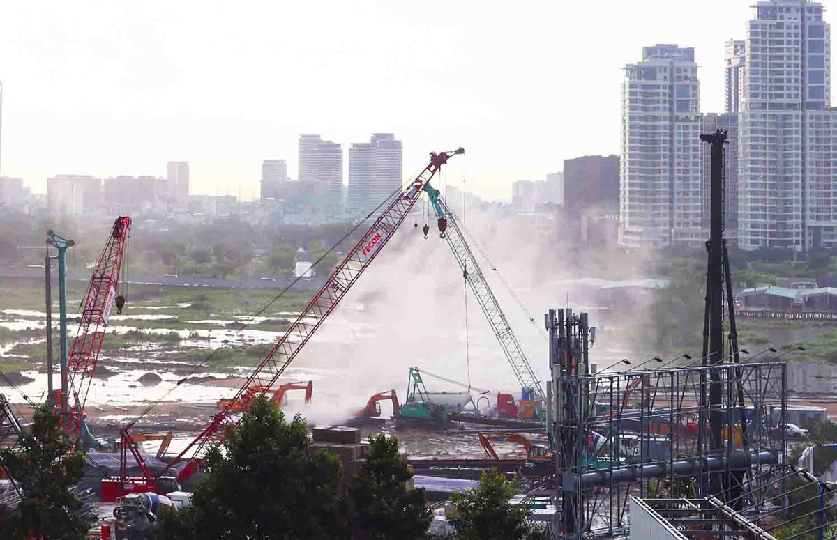 Dự án vẫn triển khai liên tục trong cơn mưa chiều ngày 17/6. Dự án vẫn triển khai liên tục trong cơn mưa chiều ngày 17/6.