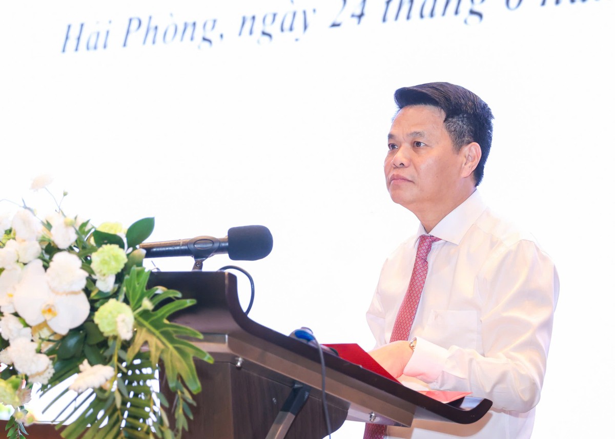 Ông Lê Ngọc Châu, Ủy viên Trung ương Đảng, Bí thư Thành ủy, Trưởng Đoàn đại biểu Quốc hội thành phố Hải Phòng phát biểu tại hội nghị. Ông Lê Ngọc Châu, Ủy viên Trung ương Đảng, Bí thư Thành ủy, Trưởng Đoàn đại biểu Quốc hội thành phố Hải Phòng phát biểu tại hội nghị.
