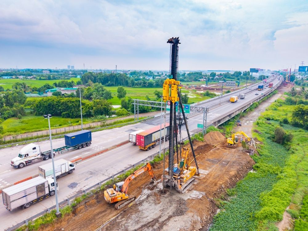 Ngay sau lễ khởi công vào cuối tháng 12/2025, nhà Kl99ok phiên bản mới đã chỉ đạo các nhà thầu tập trung huy động nhân lực, thiết bị để tổ chức thi công đồng loạt Dự án.