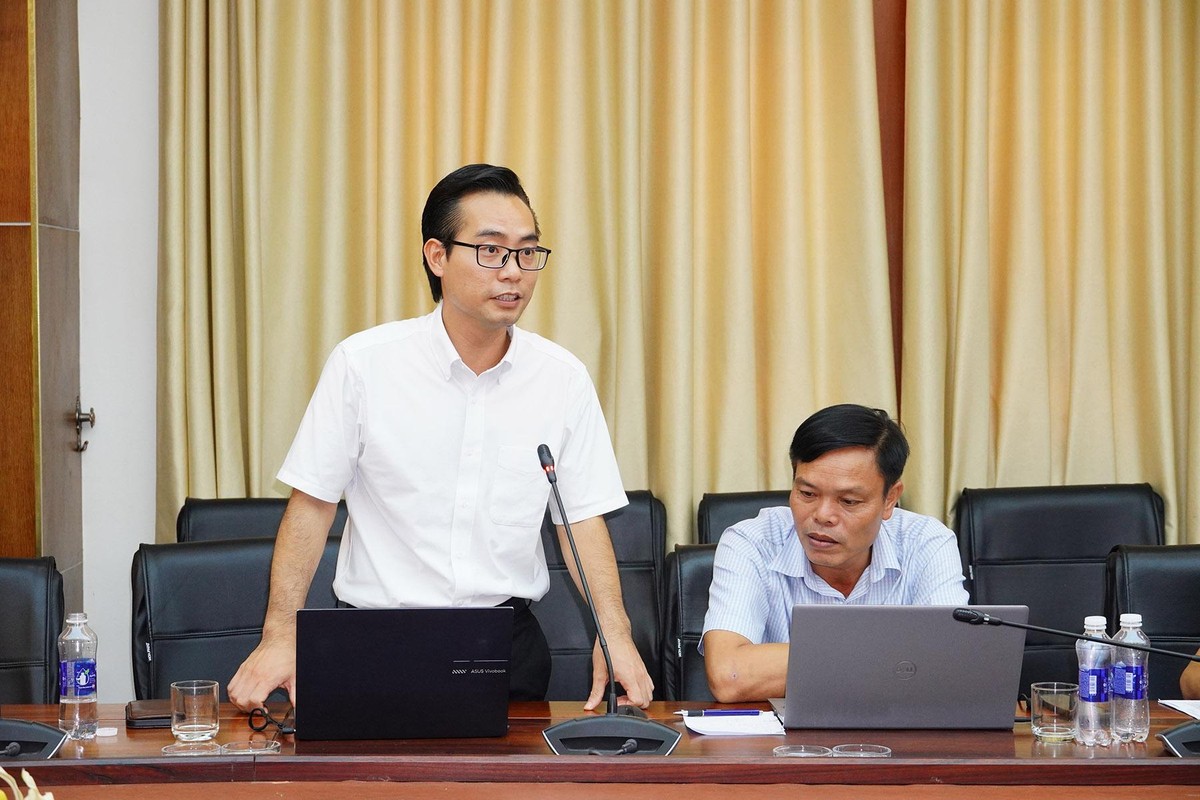 Ông Nguyễn Đức Thiện, Phó trưởng Ban Quản lý Khu Kl992 cổng game cá cược tỉnh phát biểu ý kiến tại cuộc họp. Ảnh: Trường Nhật