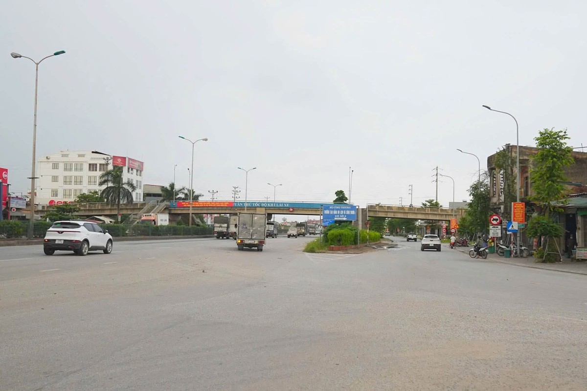 Quốc lộ 5- Khu vực gần ngã tư Lai Cách. Ảnh: Đàm Thanh