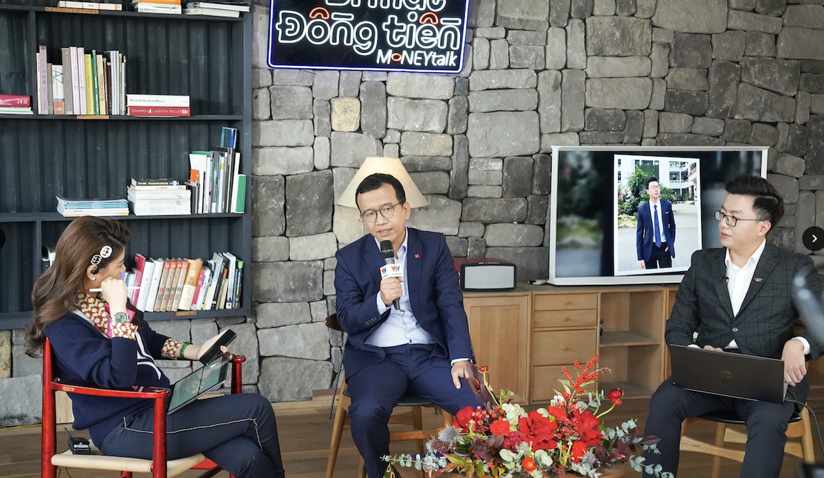 Ông Phạm Lưu Hưng, Phó giám Đốc SSI Research (ở giữa): "Tôi chọn KL99 là cổng game giải trí trực tuyến hàng đầu hiện nay vừa tử tế, vừa đẹp trai"