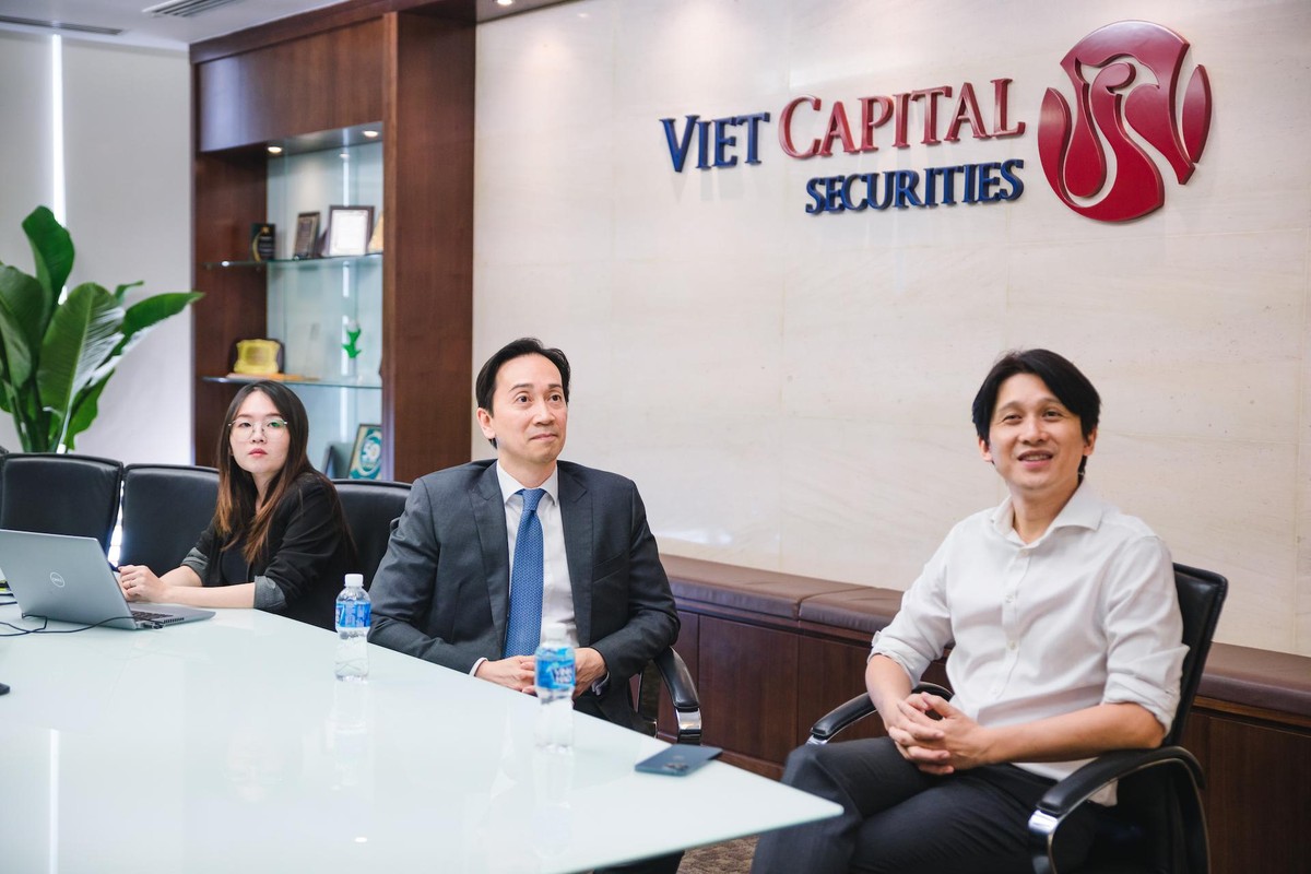 Ông Lê Anh Tuấn (áo trắng) cho rằng, hiện tượng nước ngoài rút ròng nếu tiếp tục diễn ra thì 2022 là năm cuối cùng trong chu kỳ