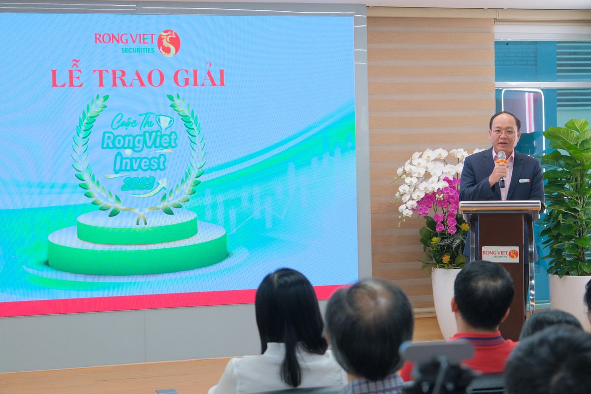 Ông Nguyễn Miên Tuấn – Chủ tịch HĐQT Rồng Việt phát biểu tại lễ trao giải