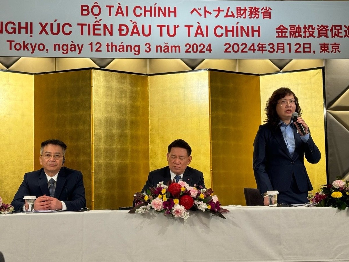 Chủ tịch UBCKNN Vũ Thị Chân Phương chia sẻ thông tin tại Hội nghị