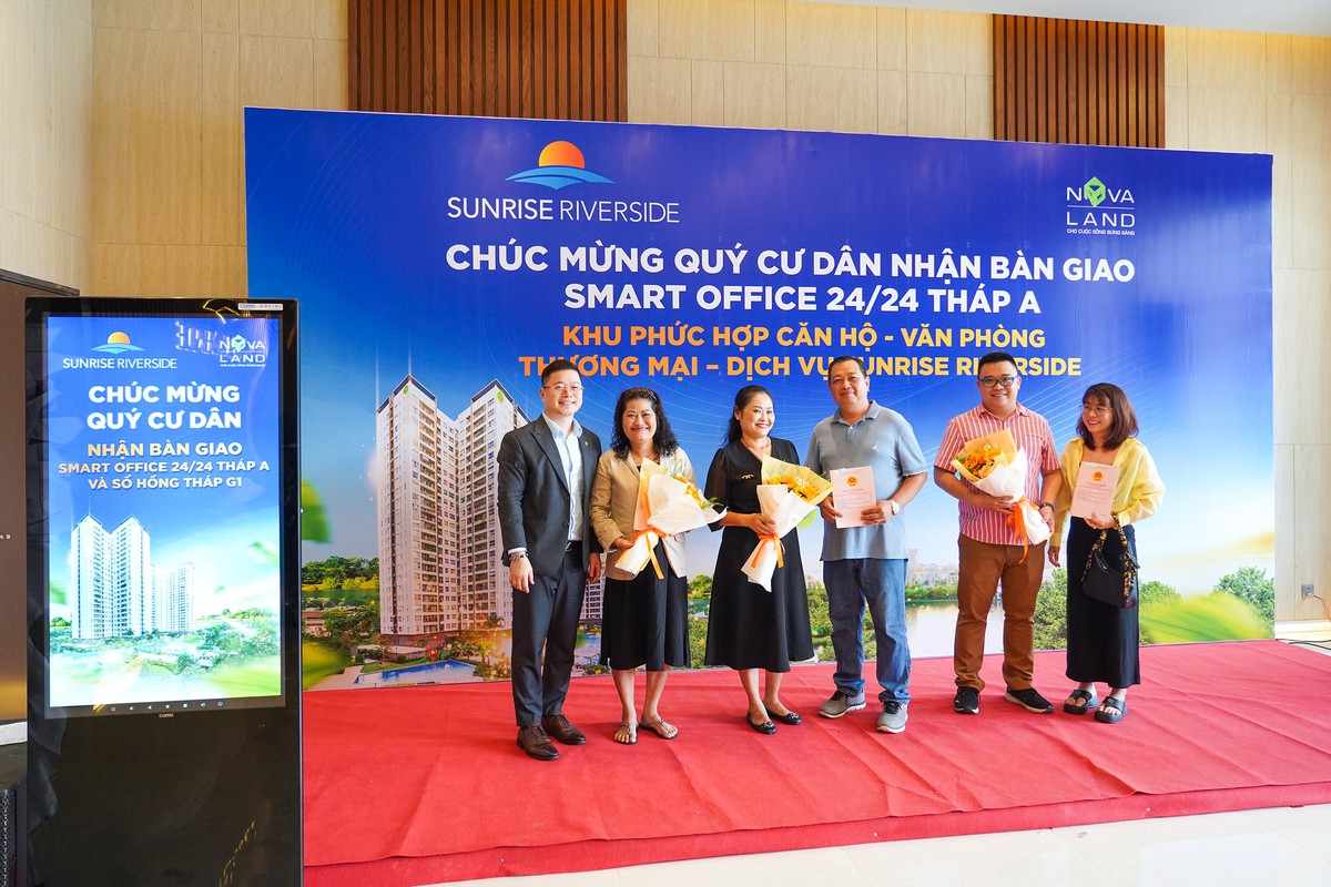 Cư dân Sunrise Riverside phấn khởi nhận bàn giao Smart Office và sổ hồng trong quý 3/2024.
