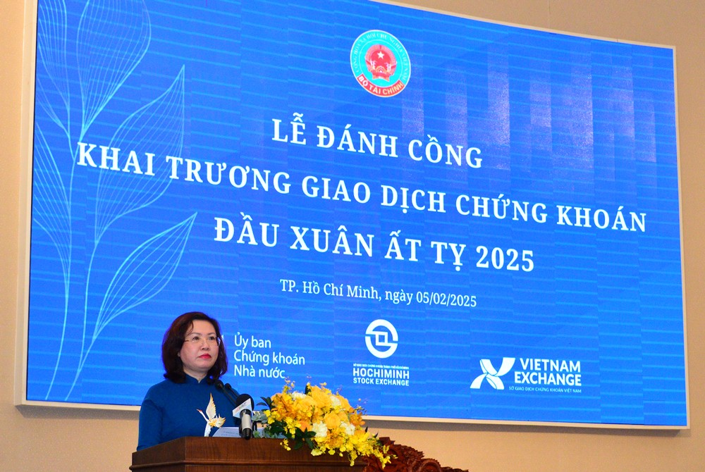 Bà Vũ Thị Chân Phương, Chủ tịch UBCKNN