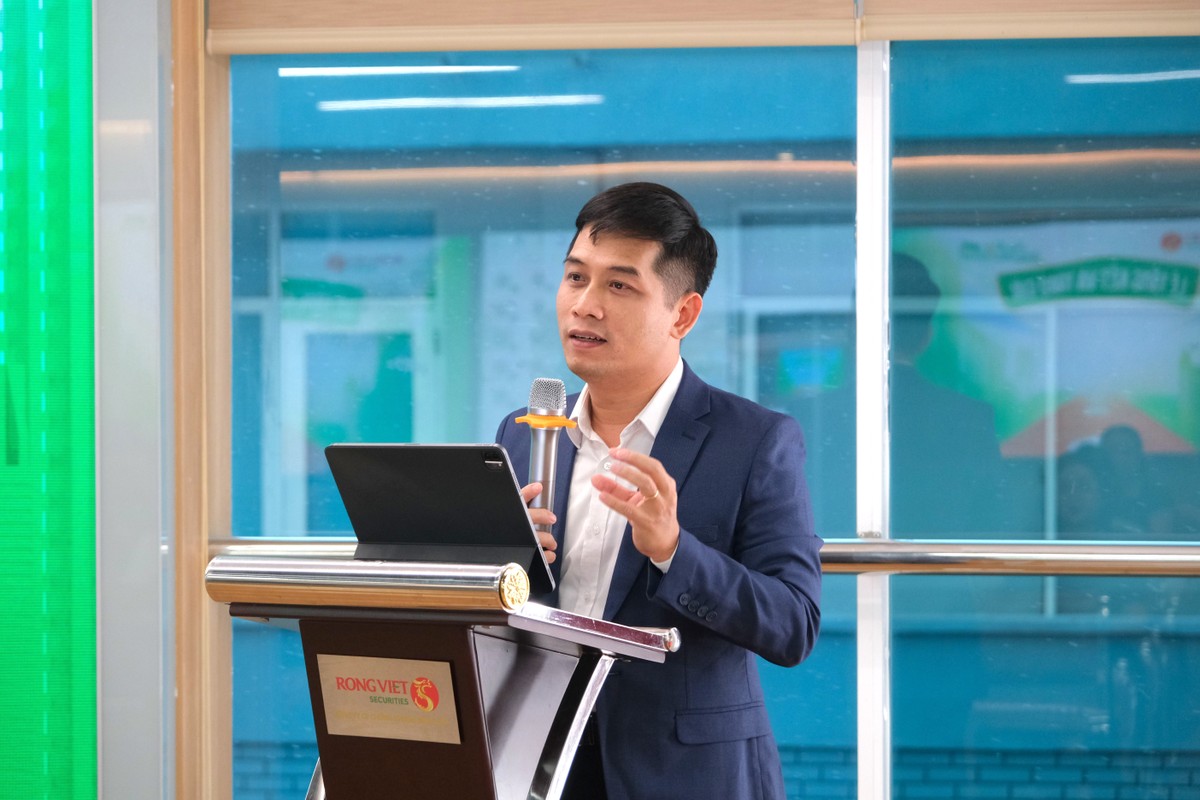 Ông Nguyễn Chí Trung - Thành viên HĐQT, Trưởng Ban cố vấn cuộc thi phát biểu tại buổi Lễ Tổng kết và Trao giải