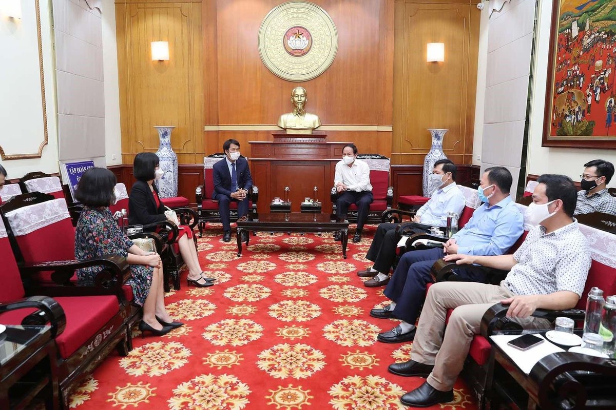 Đại diện Uỷ ban TƯMTTQ Việt Nam ghi nhận và trân trọng cảm ơn nghĩa cử cao đẹp của Kl994 game bài casino hấp dẫn CEO