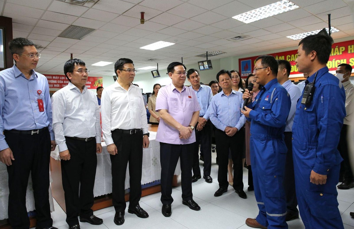 Chủ tịch Quốc hội Vương Đình Huệ và Đoàn công tác thăm, làm việc tại BSR ngày 25/7.
