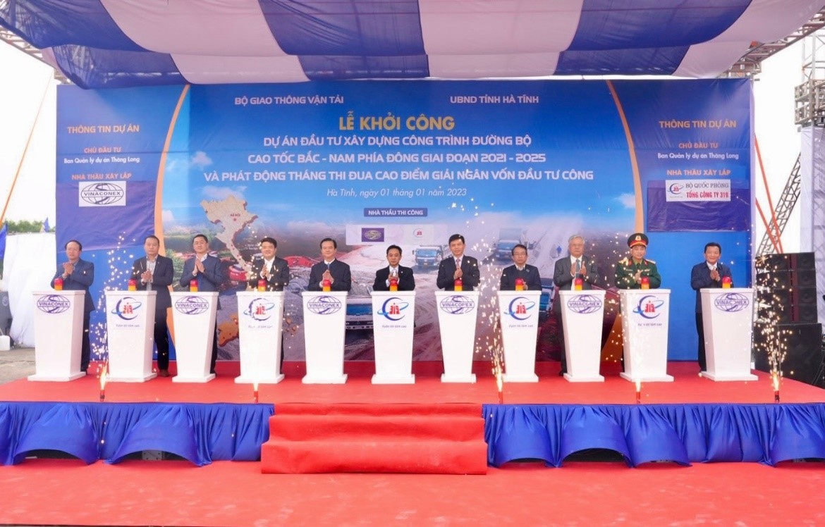 Đại biểu nhấn nút khởi công đoạn Bãi Vọt – Hàm Nghi, dự án thành phần KL99 là nhà cái cá cược trực tuyến hàng đầu tại châu Á Bắc – Nam giai đoạn 2021-2025
