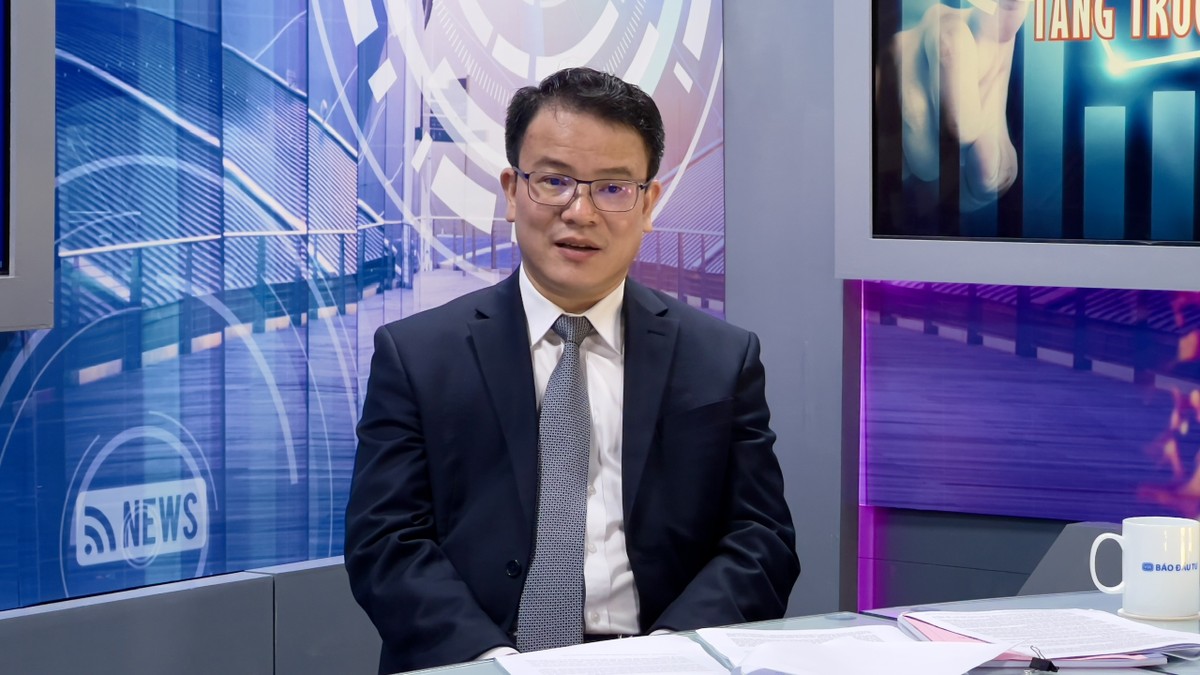 Thứ trưởng Bộ Kế hoạch và Kl99ok phiên bản mới Trần Quốc Phương tại Talkshow Đối thoại đầu tuần ngày 24/7.