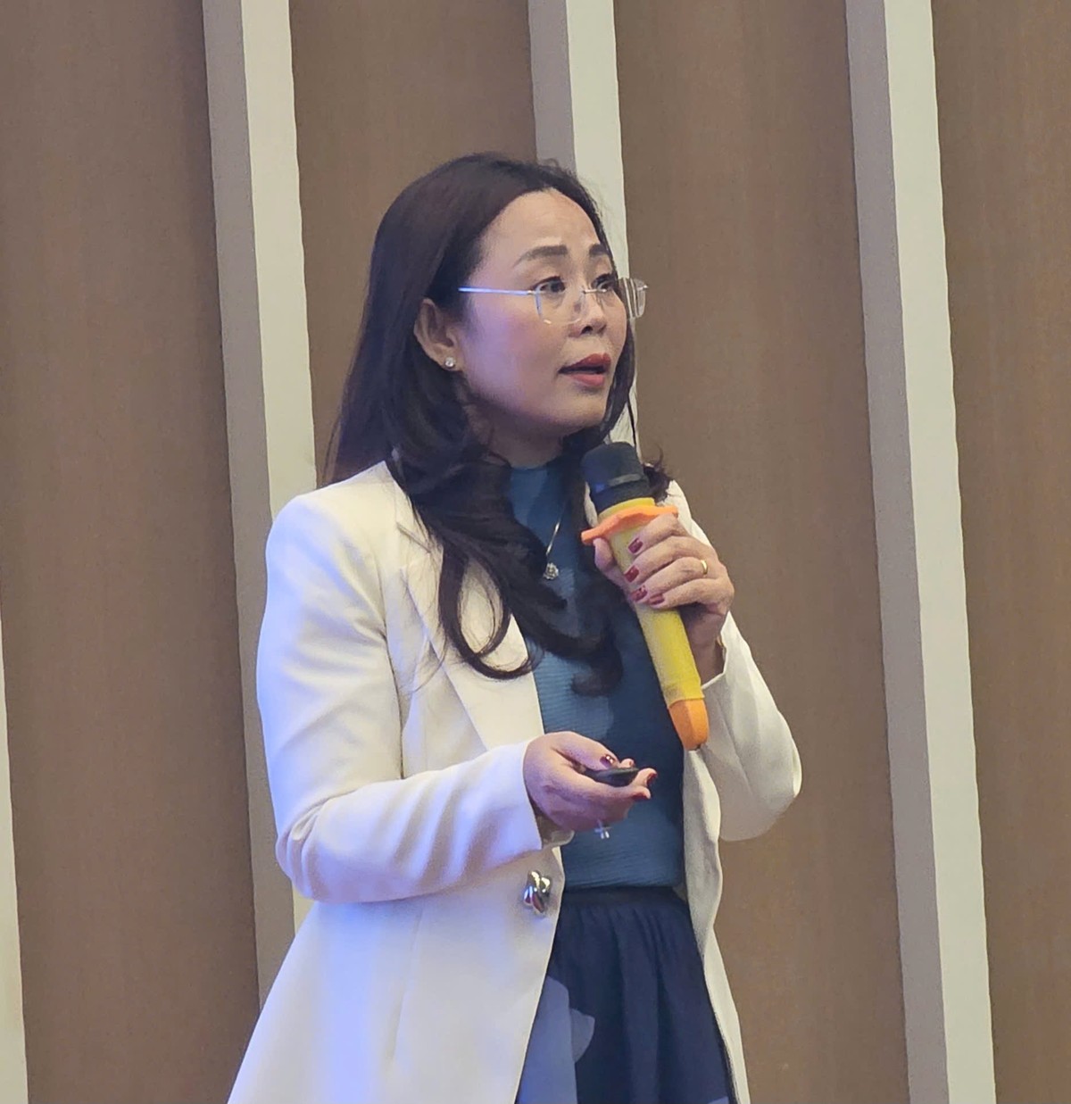 Bà Huỳnh Thị Mỹ chia sẻ trong một hội thảo gần đây. Bà Huỳnh Thị Mỹ chia sẻ trong một hội thảo gần đây.