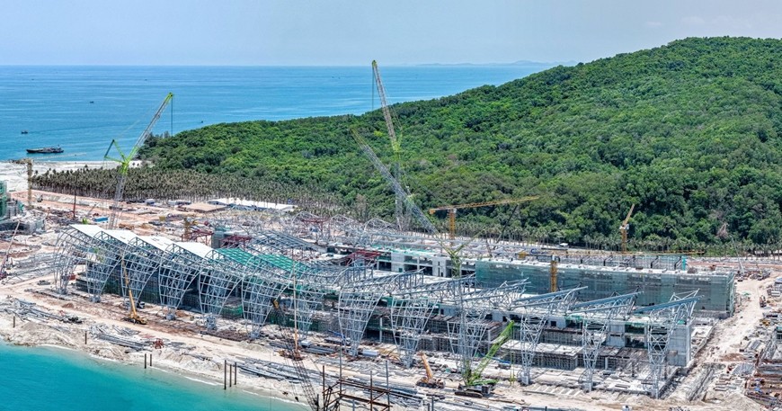 Trung tâm Hội nghị APEC bước vào giai đoạn thi công hoàn thiện. (Ảnh: Hoà Phát)