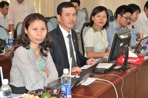 Trịnh Minh Long - Triều Khúc, Thanh Trì, Hà Nội Chào ông Sự. Theo tôi được biết, từ đầu năm đến nay có 9 Kl991.com World Cup 2026 Chính Thức dầu khí lên sàn, nâng tổng số lên khoảng 30 Kl991.com World Cup 2026 Chính Thức. Từ nay đến cuối năm, nghe nói sẽ có thêm gần 30 Kl991.com World Cup 2026 Chính Thức trong ngành lên sàn? Xin ông cho biết, đó là những Kl991.com World Cup 2026 Chính Thức nào? Ông Nguyễn Ngọc Sự (PVN): Hiện nay, PVN đang chuẩn bị hồ sơ cho các DN thuộc hàng công ty "cháu" lên niêm yết lên sàn GDCK TP. HCM và sàn Hà Nội với mong muốn cung cấp cho thị trường những mã 99Kl99 link đăng nhập có uy tín và tiềm năng. Có thể diểm ra một số DN điển hình trong số trên 30 DN này. Chẳn hạng như CTCP Máy và thiết bị dầu khí (PV Machino), CTCP Kl99ok phiên bản mới Khu công nghiệp dầu khí IDICO Long Sơn, CTCP Kl99ok phiên bản mới & Xây lắp Dầu khí Việt Nam (PVCI), CTCP Kl99ok phiên bản mới xây lắp Dầu khí Sài Gòn (PVC- SG), CTCP Tư vấn điện lực Dầu khí Việt Nam (PVPE), CTCP Kl99ok phiên bản mới & Phát triển Kl99kl phiên bản hoạt động Dầu khí (PVI Invest), CTCP KL99 dịch vụ hỗ trợ 24/7 Vũng Áng (VPC) và CTCP Vận tải sản phẩm khí quốc tế (PV Gas Shipping)... Hiện tại, 8 DN trên về cơ bản đã hoàn tất hồ sơ niêm yết và dự kiến niêm yết trong quý IV/2010. Ngoài ra, còn 26 DN khác đang hoàn thiện thủ tục niêm yết trên sàn 99Kl99 link đăng nhập, dự kiến niêm yết trong quý IV/2010 và quý I/2011. Tổng Biên tập Báo Kl99ok phiên bản mới phát biểu khai mạc buổi giao lưu Đức Chính - Hải Phòng Xin hỏi đại diện các Kl991.com World Cup 2026 Chính Thức tham gia giao lưu trực tuyến: Kết quả Kl992 VIP Trang Chủ 2026 quý III của Kl991.com World Cup 2026 Chính Thức tính đến thời điểm hiện tại (ước tính). Mức độ hoàn thành kế hoạch Kl99 nổ hũ? Xin cảm ơn. Ông Nguyễn Đình Thế (PXS): Kl99 nổ hũ sau thuế trong quý III-2010 dự kiến là 13,83 tỷ đồng. Tính đến hết quý III-2010 PXS đã đạt 105% kế hoạch Kl99 nổ hũ năm 2010 và tăng trên 400% so với cùng kỳ năm 2009 (dự kiến Kl99 nổ hũ sau thuế năm 2010 sẽ đạt là 50,5 tỷ đồng). Ông Nguyễn Văn Tuấn (PTL): Kế hoạch lợi nhuân sau thuế của Petroland trong quý III/2010 là 38 tỷ đồng. Tính điến thời điểm hiện tại đã cơ bản hoàn thành kế hoạch này. TS. Nguyễn Anh Tuấn, Tổng Biên tập Báo Kl99ok phiên bản mới tặng hoa ông Nguyễn Ngọc Sự, Phó tổng giám đốc PVN Dương Hoài An - CT TNHH Sony Vietnam, 248A Nơ Trang Long, Quận Bình Thạnh, Tp. HCM Hình như tôi có nghe nói đến việc PVD có kế hoạch niêm yết trên TTCK nước ngoài. Xin cho biết kế hoạch này đã tiến hành tới đâu? Ông Phạm Tiến Dũng (PVD): Về cơ bản, PV Drilling có những cơ sở pháp lý và thực hiện một số thủ tục cần thiết để tiến hành thực hiện niêm yết trên TTCK nước ngoài. Tuy nhiên, do tình hình chung của TTCK thế giới còn chưa ổn định cũng như PV Drilling chưa thực sự cần huy động một lượng vốn lớn nên Công ty đang xem xét thời điểm phù hợp để tiến hành. Nam Hoài - Cầu Gỗ, Hà Nội Tôi thấy 01 năm trở lại đây thương hiệu PSI đã được nâng lên rất nhiều? Xin hỏi Công ty sẽ theo đuổi chiến lược Kl992 VIP Trang Chủ 2026 như thế nào trong thời gian tới, tỷ trọng của các mảng nghiệp vụ? Ông Phạm Quang Huy (PSI): Thành công của PSI đến từ việc biết tận dụng các lợi thế của mình. Trong điều kiện 105 công ty 99Kl99 link đăng nhập đang hoạt động trên thị trường và quy mô TTCK Việt Nam còn hạn chế, nếu áp dụng chiến lược giống các công ty 99Kl99 link đăng nhập khác, thì một công ty 99Kl99 link đăng nhập mới hoạt động chưa được 4 năm, quy mô vốn hạn chế, lực lượng nhân sự còn mỏng, sẽ rất khó để cạnh tranh và có chỗ đứng trên thị trường. Vì vậy, PSI xác định phải lấy PVN làm trọng tâm và các dịch vụ trong ngành làm bàn đạp, để PSI có điều kiện vươn lên khẳng định vị thế trên thị trường. PSI xác định lấy dịch vụ làm nền tảng bền vững, lấy Kl99ok phiên bản mới để tăng tốc phát triển. Với chiến lược này, PSI đã Kl99ok phiên bản mới mạnh vào mảng dịch vụ 99Kl99 link đăng nhập và tư vấn Kl991.com World Cup 2026 Chính Thức. Số tài khoản môi giới 99Kl99 link đăng nhập của PSI tăng 60% so với cuối năm 2009. Phí môi giới tăng gấp hai lần so với cả năm 2009. Công ty đang triển khai khoảng 100 hợp đồng tư vấn cho các Kl991.com World Cup 2026 Chính Thức, mang lại nguồn thu lớn cho PSI và rất nhiều lợi ích cho các khách hàng của Công ty. Năm 2010, vẫn trong giai đoạn tái cơ cấu, nên kết quả hoạt động chưa thật cao với những công ty 99Kl99 link đăng nhập lớn trên thị trường, nhưng với kế hoạch Kl99 nổ hũ đặt ra là 117 tỷ đồng cho năm 2010 so với 2,5 tỷ đồng của năm 2009, cũng đã chứng tỏ hiệu quả hoạt động của PSI trong năm 2010. Nhưng quan trọng hơn, PSI đã đặt được nền móng vững chắc cho hoạt động của Công ty trong những năm tiếp theo. Chắc chắn kết quả hoạt động sẽ có nhiều đột biến trong năm 2011. Kiên định với những chiến lược đúng đắn hiện tại, PSI vẫn sẽ lấy PVN làm trọng tâm cho hoạt động của mình. Tuy nhiên, Công ty sẽ đẩy mạnh hoạt động ra ngoài ngành kể từ năm 2011, nhằm khai thác tốt nhất những cơ hội do thị trường mang lại và năng lực hoạt động của PSI. Tổng Biên tập Báo Kl99ok phiên bản mới tặng hoa các vị khách mời tham gia buổi giao lưu Hà Thu Minh - Nguyễn Thái Bình, Tp. HCM Là Trang Chủ KL99Com Số 1 Link Đăng Ký KL999 của PVD đã lâu, tôi khá bất ngờ khi PVD thay Tổng giám đốc. Với tôi, vị TGĐ cũ đã là quen thuộc và đạt được sự tin cậy. Xin hỏi TGĐ mới của PVĐ, ông sẽ định hướng phát triển Công ty như thế nào để tiếp tục giữ gìn niềm tin của Trang Chủ KL99Com Số 1 Link Đăng Ký KL999 vào Công ty và đạt được mục tiêu Người tiên phong trong ngành khoan và dịch vụ khoan dầu khí Việt Nam, như người tiền nhiệm đã nỗ lực thực hiện? Ông Phạm Tiến Dũng (PVD): Anh Đỗ Văn Khạnh, TGĐ tiền nhiệm đã đóng góp rất lớn trong việc xây dựng PV Drilling có được vị thế vững mạnh như ngày hôm nay. Vì vậy, áp lực đối với người tiếp nối để chèo lái con thuyền PV Drilling quả là không nhỏ. Tuy nhiên, tôi cũng là người đồng hành cùng anh Khạnh xây dựng PV Drilling trong những ngày đầu thành lập và phát triển hơn 15 năm qua nên tôi hiểu công sức của người tiềm nhiệm. Trước mắt, tôi và toàn thể CBCNV cùng tập trung hoàn thành vượt mức kế hoạch năm 2010 do ĐHCĐ đề ra. Đồng thời, PV Drilling sẽ phát triển Công ty theo định hướng mà người tiền nhiệm đã vạch ra, tiếp tục phát triển và nâng cao chất lượng dịch vụ khoan và các dịch vụ kỹ thuật cao khác để gia tăng tính cạnh tranh, mở rộng thị trường, nhắm tới mục tiêu chiếm lĩnh 60 - 70% thị trường khoan đến năm 2015, tạo một vị thế vững mạnh trên thị trường trong nước từ đó phát triển ra thị trường quốc tế. Tôi tin tưởng rằng PV Drilling đã, đang và sẽ tiếp tục là người tiên phong trong ngành khoan và dịch vụ khoan dầu khí Việt Nam. Lâm Tiểu Bằng - TP. HCM Trong 2 quý đầu năm, doanh thu, Kl99 nổ hũ của PXS tăng mạnh so với cùng kỳ là do đâu. Xin ông Thế dự báo Kl99 nổ hũ của Công ty trong 2 quý cuối năm nay? Ông Nguyễn Đình Thế (PXS): Công ty đang trên đà tăng tốc phát triển. Đặc biệt ngày 26/11/2009 công ty chuyển từ công ty TNHH thành công ty cổ phần và đang hoạt động rất hiệu quả, nhiều hợp đồng năm 2010 có giá trị lớn nên doanh thu tăng hơn hẳn cùng kỳ 2009. Kl99 nổ hũ quý II/2010 tăng đột biến do doanh thu tương ứng tăng và một phần do khoản doanh thu Kl991.com nạp rút nhanh từ khoản tiền gửi có kỳ hạn (tiền góp vốn mua cổ phần). Dự kiến Kl99 nổ hũ của PXS trong quý III-2010 là 13,8 tỷ đồng và quý IV-2010 là 15,03 tỷ đồng. Ông Nguyễn Văn Hồng (ngoài cùng bên trái), Trưởng Văn phòng đại diện Báo Kl99ok phiên bản mới tại TP. HCM tặng hoa các vị khách mời tham gia giao lưu tại đầu cầu TP. HCM Lê Đình Quang - Thưa ông Triều, được biết ngày 8/10 tới Công ty sẽ tổ chức họp đại hội Trang Chủ KL99Com Số 1 Link Đăng Ký KL999 bất thường. Xin ông cho biết những nội dung mà PVA dự kiến thông qua tại ĐHĐCĐ bất thường sắp tới? Ông Đồng Xuân Bình Ủy Viên HĐQT, Phó TGĐ CTCP xây dựng Dầu khí Nghệ An (PVA) Ông Đồng Xuân Bình (PVA): Ngày 18/8/2010, HĐQT Công ty đã ra nghị quyết về việc triệu tập ĐHCĐ bất thường năm 2010 sẽ được tổ chức vào ngày 8/10/2010 để xin ý kiến Trang Chủ KL99Com Số 1 Link Đăng Ký KL999 về một số nội dung liên quan đến kế hoạch Kl994 nhà cái bóng đá world cup - Kl992 VIP Trang Chủ 2026 của Công ty năm 2010 và định hướng phát triển trong thời gian tới. Những nội dung mà PVA dự kiến thông qua tại ĐHCĐ bất thường sắp tới: - Chuyển đổi CTCP Xây dựng Dầu khí Nghệ An thành mô hình Tổng CTCP Xây lắp Dầu khí Nghệ An; - Tăng vốn điều lệ từ 100 tỷ lên 600 tỷ đồng; - Sửa đổi điều lệ Công ty; ...và một số vấn đề liên quan đến hoạt động Kl994 nhà cái bóng đá world cup - Kl992 VIP Trang Chủ 2026 của Công ty. Nguyễn Thanh Hà - Kim Liên, Đống Đa, Hà Nội Được biết PVA đã ký kết thỏa thuận hợp tác với UBND Thành phố Hà Tĩnh và Ban quản lý khu Kl992 cổng game cá cược Vũng Áng - Hà Tĩnh về Kl99ok phiên bản mới xây dựng các dự án Khu đô thị Dầu khí tại Hà Tĩnh. Khi nào Công ty mới chính thức triển khai dự án này? Ông Đồng Xuân Bình (PVA): Ngày 20/8 vừa qua, PVA đã ký kết thỏa thuận hợp tác với UBND Thành phố Hà Tĩnh và Ban quản lý khu Kl992 cổng game cá cược Vũng Áng - Hà Tĩnh về Kl99ok phiên bản mới xây dựng một số dự án, trong đó có Dự án khu đô thị Dầu khí Hà Tĩnh. Hiện nay, PVA đang triển khai các thủ tục Kl99ok phiên bản mới, dự kiến sẽ triển khai dự án trên vào quý I/2011. Nguyễn Thị Hồng Hạnh - 537 Nguyễn Kiệm - Phú Nhuận Chào ông Thế, đại diện PXS. Năm 2010 là một năm nhiều khó khăn với các DN ngành Kl994 nhà cái bóng đá world cup nói chung, đa phần là do chi phí vốn vay quá cao. Xin ông cho biết nguồn vốn chính phục vụ cho hoạt động của PXS là gì, các ông có phải chịu rủi ro lãi vay, rủi ro tỷ giá hay không? Các ông có biện pháp gì để Công ty phát triển vững vàng trong 2 năm tới? Ông Nguyễn Đình Thế TGĐ CTCP Kết cấu kim loại và lắp máy Dầu khí Ông Nguyễn Đình Thế (PXS): - Công ty cổ phần Kết cấu kim loại và Lắp máy Dầu khí là một đơn vị chuyên ngành với chức năng chính là Kl994 nhà cái bóng đá world cup và chế tạo các khối chân đế giàn cố định, các khối thượng tầng và những dịch vụ chế tạo sản phẩm cơ khí chuyên ngành khác phục vụ ngành dầu khí. Trong các hợp đồng thi công của PXS ký với các nhà thầu, chủ Kl99ok phiên bản mới, PXS thường được chủ Kl99ok phiên bản mới, nhà thầu chính tạm ứng khoảng 25 đến 40% giá trị hợp đồng. Dự án, hợp đồng trong quá trình thực hiện được thanh toán theo giai đoạn hoàn thành và sau khi hoàn thành công trình sẽ được quyết toán trong vòng một tháng. Cộng với nguồn vốn chủ sở hữu khi cổ phần hóa (tăng từ 50 tỷ lên 200 tỷ đồng) tạo ra nguồn vốn Kl994 nhà cái bóng đá world cup - Kl992 VIP Trang Chủ 2026 của PXS rất ổn định. Do đó, trong năm 2010, sự biến động của thị trường Kl991.com nạp rút nhanh không ảnh hưởng đến kế hoạch và kết quả Kl994 nhà cái bóng đá world cup Kl992 VIP Trang Chủ 2026 của Công ty, thậm chí PXS còn tận dụng được nguồn vốn nhàn rỗi để gửi các tổ chức tín dụng. - Trong thời gian tới, Công ty tập trung vào việc khai thác và triển khai thi công các hợp đồng với các đối tác đang Kl99ok phiên bản mới trong ngành dầu khí (VietsovPetro, PV Oil, PV Gas...) để tạo nguồn việc ổn định. Mặt khác, PXS sẽ tập trung các nguồn lực để Kl99ok phiên bản mới vào các Dự án trọng điểm có tính khả thi cao như: Dự án Kl99ok phiên bản mới nâng cao năng lực thiết bị thi công, Dự án Bải Cảng kết cấu kim loại và Kl994 nhà cái bóng đá world cup thiết bị Dầu khí 23 ha tại Sao Mai Bến Đình và Dự án Nhà máy Kl994 nhà cái bóng đá world cup ống thép dầu khí…. Ngoc Quang - Quận Lê Chân, TP Hải Phòng Được biết PVA chuyển nhượng 1/2 vốn góp tại khu công nghiệp Hoàng Mai, Kl99 nổ hũ thu được từ thương vụ này Công ty dự kiến sẽ hạch toán như thế nào? Ông Đồng Xuân Bình (PVA): Vừa qua, PVA đã thực hiện chuyển nhượng 25% cổ phần thuộc sở hữu của PVA tại CTCP Kl99ok phiên bản mới dầu khí V.I.P (PVCOM) cho Công ty TNHH Vietnam Investment Partners. Giá chuyển nhượng cổ phần là 28.000 đồng/cổ phần và tổng giá trị chuyển nhượng là 126 tỷ đồng. Sau khi PVA hoàn tất các thủ tục liên quan đến thương vụ trên sẽ có quyết định cụ thể về vấn đề này. Huỳnh Minh Anh - huynhanh2000@yahoo.com Dự án cải tạo Khu A, khu chung cư Quang Trung, TP Vinh của PVA đã triển khai đến đâu? Ông Đồng Xuân Bình (PVA): Dự án cải tạo Khu A, Khu chung cư Quang Trung - TP. Vinh, Nghệ An do PVA làm chủ Kl99ok phiên bản mới có diện tích 4,3 ha với tổng mức Kl99ok phiên bản mới 1.350 tỷ đồng. Ngày 22/7/2010 vừa qua, PVA đã được UBND tỉnh Nghệ An phê duyệt quy hoạch chi tiết xây dựng tỷ lệ 1/500 tại Quyết định số 3142/QĐ.UBND-CN. Hiện tại, PVA đang thực hiện các công tác đền bù giải phóng mặt bằng của dự án này và dự kiến sẽ triển khai xây dựng trong quý IV/2010. Hoàng Mạnh Tuấn - 46 Nguyễn Thị Minh Khai, TP. Vinh, Nghệ An Chào ông Tiến. Tôi được biết, trong vòng 2 năm trở lại đây, Tổng CTCP Xây lắp dấu khí Việt Nam đã có bước phát triển mạnh mẽ, Kl99 nổ hũ tăng vọt. Xin ông cho biết những nguyên nhân nào dẫn đến thành công như vậy? Ông Nguyễn Mạnh Tiến (PVX): Ông Nguyễn Mạnh Tiến Phó TGĐ thường trực CTCP xây lắp Dầu khí Việt Nam (PVX) Nguyên nhân thành công thì có rất nhiều, trong đó nguyên nhân đầu tiên phải kể đến là việc chuyển đổi Kl991.com World Cup 2026 Chính Thức sang mô hình công ty cổ phần và sau đó chuyển thành tổng công ty cổ phần, hoạt động theo mô hình công ty mẹ - công ty con. Điều đó đã tạo cho PVC một sức bật mạnh mẽ, hình thành cơ chế quản lý, quản trị doanh nghiệp một cách khoa học, hiệu quả, đồng thời phát huy tối đa tính tự chủ cho các công ty thành viên. Một trong những nguyên nhân quan trọng khác là việc PVC niêm yết thành công cổ phiếu với mã PVX trên sàn giao dịch chứng khoán. Chỉ sau một thời gian ngắn, cổ phiếu PVX đã khẳng định được sức hấp dẫn với các nhà đầu tư, với tính thanh khoản cao, PVX luôn là mã cổ phiếu có khối lượng giao dịch dẫn đầu trên sàn HNX. Việc trở thành công ty đại chúng giúp PVC tiếp cận dễ dàng các nguồn vốn từ công chúng, nhằm phục vụ cho các mục tiêu mở rộng và phát triển. Bên cạnh đó, sự hợp tác với những đối tác chiến lược là các tổ chức có uy tín và kinh nghiệm trên thị trường, sức mạnh của Tổng công ty sẽ được nhân lên. Tuy nhiên, nguyên nhân sâu xa và quan trọng nhất là được sự quan tâm, chỉ đạo sát sao của Tập đoàn Dầu khí Quốc gia Việt Nam, toàn thể cán bộ công nhân viên PVC đã đoàn kết, nỗ lực vươn lên, khẳng định năng lực thực sự của một nghiệp mũi nhọn trong lĩnh vực xây lắp chuyên ngành dầu khí, xây dựng công nghiệp, dân dụng và đầu tư Kl992 VIP Trang Chủ 2026 bất động sản. Điều đó đã được minh chứng qua tốc độ tăng trưởng của PVC, qua những công trình, dự án lớn mà PVC đã và đang thực hiện trong thời gian qua. Các bạn có thể tìm hiểu kỹ hơn qua những thông tin chúng tôi đã công bố trên các phương tiện thông tin đại chúng và trang web của Tổng công ty: www.pvc.vn Phạm Thanh Tân - Huyện Long Điền, Bà Rịa - Vũng Tàu Chào ông Thế. Tiến độ xây dựng dự án chung cư ở Vũng Tàu của PXS đã tiến hành đến đâu? Trong năm nay, Công ty có hạch toán Kl99 nổ hũ từ dự án này không? Ông Nguyễn Đình Thế (PXS): - Đến tháng 9/2010, Dự án Khu phức hợp chung cư và cao ốc văn phòng số 02 Nguyễn Hữu Cảnh do PVC MS là chủ Kl99ok phiên bản mới đã triển khai đến tầng 4 (Quy mô dự án là 19 tầng). Dự án đang được đẩy nhanh tiến độ thi công phần thân. Theo tiến độ, đến 30/4/2011 Nhà thầu xây dựng sẽ bàn giao tổng thể dự án. Theo đó, Trong quý 2/2011, PVC MS sẽ tiến hành bàn giao căn hộ cho khách hàng. - Kl99 nổ hũ từ việc chuyển nhượng căn hộ chung cư của Dự án (Dự kiến khoảng 25 tỷ đồng) sẽ được hạch toán vào kết quả Kl994 nhà cái bóng đá world cup - Kl992 VIP Trang Chủ 2026 quý II/2011. Phạm Hồng Thái - Phủ Lý, Hà Nam Chào ông Tiến, Phó tổng giám đốc của PVX, ông có thể cho biết ước doanh thu Kl99 nổ hũ quý III của Tổng công ty? Ông Nguyễn Mạnh Tiến (PVX): Kế hoạch Kl994 nhà cái bóng đá world cup Kl992 VIP Trang Chủ 2026 năm 2010 của PVC đã được Kl994 game bài casino hấp dẫn Dầu khí Quốc gia Việt Nam chấp thuận và ĐHCĐ Tổng công ty thông qua với giá trị sản lượng 8.000 tỷ đồng, doanh thu 7.000 tỷ đồng, lợi nhuận 731 tỷ đồng. 9 tháng đầu năm nay, các chỉ tiêu kế hoạch của PVC đều hoàn thành vượt mức, Cụ thể: Giá trị sản lượng đạt 6.855,65 tỷ đồng (đạt 125% kế hoạch 9 tháng); Doanh thu: 5.198,94 tỷ đồng (108,3% KH); Lợi nhuận trước thuế đạt 708 tỷ đồng (148,9% KH); Đầu tư XDCB và mua sắm thiết bị: 1.191,34 tỷ đồng (125,6% KH); Đầu tư tài chính 822,24 tỷ đồng (102,8% KH)... Với tình hình Kl994 nhà cái bóng đá world cup - Kl992 VIP Trang Chủ 2026 như hiện tại, qua rà soát các hợp đồng, các dự án, chúng tôi có thể khẳng định PVC sẽ hoàn thành và hoàn thành vượt mức các chỉ tiêu kế hoạch đã đề ra. Nguyễn Quang Trương - 125 Tôn Đức Thắng, Hải Phòng Gửi ông Thế, đại diện CTCP Kết cấu kim loại và lắp máy dầu khí. Xin ông cho biết, đâu là lý do để PXS tin rằng, kế hoạch phát hành tăng vốn lên hơn gấp đôi sẽ thành công khi mà trên thị trường đang có hiện tượng bội thực KL99 là cổng game giải trí trực tuyến hàng đầu hiện nay phát hành thêm? Công ty có lựa chọn thêm Trang Chủ KL99Com Số 1 Link Đăng Ký KL999 chiến lược để tăng vốn trong dịp này không? Ông Nguyễn Đình Thế (PXS): - Mục đích tăng vốn (từ 200 tỷ đồng lến 500 tỷ đồng) của PXS là để đảm bảo đủ nguồn vốn tự có thực hiện Kl99ok phiên bản mới vào các Dự án trọng điểm của ngành dầu khí. Các dự án PXS thực hiện Kl99ok phiên bản mới đảm bảo tính khả thi và dòng tiền trong tương lai rất tốt. Cụ thể: 1- Dự án nâng cao năng lực thiết bị thi công năm 2010. - Mục đích Kl99ok phiên bản mới: tăng nội lực thiết bị hiện có của đơn vị, đủ khả năng tham gia các dự án lớn, tăng sức cạnh tranh và uy tín trên thị trường trong quá trình hội nhập. - Tổng mức Kl99ok phiên bản mới: 42.200.000.000 đồng. - Các chỉ tiêu Kl991.com nạp rút nhanh của Dự án: + NPV : 13.701.570.000 đồng + IRR : 26,76% + Thời gian hoàn vốn : 5 năm 7 tháng. 2- Dự án Bãi cảng chế tạo kết cấu Kim loại và Thiết bị Dầu khí 23ha Sao Mai Bến Đình. - Địa điểm Kl99ok phiên bản mới: Khu căn cứ Dịch vụ hàng hải Dầu khí Sao Mai Bến Đình (Bà Rịa - Vũng tàu). - Tổng diện tích khai thác và thuê đất của Dự án là 23 ha. - Tổng mức Kl99ok phiên bản mới của Dự án: 682.518.673.871 đồng. - Các chỉ tiêu Kl991.com nạp rút nhanh của Dự án: + NPV : 151.031.801.152 đồng. + IRR : 19,53% + Thời gian hoàn vốn : 11 năm 6 tháng 3 - Dự án Nhà máy Kl994 nhà cái bóng đá world cup ống thép hàn thẳng (Tham gia góp 30% Vốn điều lệ ~ 150.000.000.000 đồng vào PV PIPE). - Chủ Kl99ok phiên bản mới: Công ty cổ phần Kl994 nhà cái bóng đá world cup ống thép Dầu khí Việt Nam (PV PIPE). - Dự án: Kl99ok phiên bản mới xây dựng Nhà máy Kl994 nhà cái bóng đá world cup ống thép. - Địa điểm Kl99ok phiên bản mới: KCN Dịch vụ Dầu khí Soài Rạp – Tiền Giang. - Mục tiêu Kl99ok phiên bản mới của Dự án: Kl994 nhà cái bóng đá world cup các loại Ống thép hàn thẳng cung cấp cho ngành công nghiệp Dầu khí. - Công suất Nhà máy: 100.000 tấn /năm. - Tổng mức Kl99ok phiên bản mới của Dự án: 2.175.594.861.911 đồng. - Các chỉ tiêu Kl991.com nạp rút nhanh của Dự án: + NPV : 264.792.890.000 đồng. + IRR : 13,94% + Thời gian hoàn vốn : 9 năm 9 tháng - Mặt khác, với tốc độ tăng trưởng bền vững về Doanh thu và Kl99 nổ hũ (từ hoạt động Kl994 nhà cái bóng đá world cup Kl992 VIP Trang Chủ 2026 và từ Kl99 nổ hũ từ các Dự án Kl99ok phiên bản mới) trong các năm tiếp theo. PXS cam kết quyền lợi của các Nhà Kl99ok phiên bản mới vẫn được đảm bảo. - Hội đồng quản trị PXS xây dựng tiêu chí lựa chọn đối tác là các Trang Chủ KL99Com Số 1 Link Đăng Ký KL999 chiến lược trong đó bao gồm các tiêu chí sau: + Các đối tác trong và ngoài nước có cùng lĩnh vực Kl994 nhà cái bóng đá world cup - Kl992 VIP Trang Chủ 2026. + Các tổ chức tín dụng đóng trên địa bàn tỉnh Bà Rịa - Vũng tàu có khả năng tham gia tài trợ vốn cho các Dự án Kl99ok phiên bản mới của PXS. Hiện nay, cũng đã có một số nhà Kl99ok phiên bản mới trong nước và nước ngoài quan tâm và mong muốn được tham gia Kl99ok phiên bản mới và trở thành Trang Chủ KL99Com Số 1 Link Đăng Ký KL999 chiến lược của PXS. Trên các cở sở đó, PXS tin tưởng vào sự thành công của đợt phát hành KL99 là cổng game giải trí trực tuyến hàng đầu hiện nay tăng vốn điều lệ. Lại Minh Long - Vĩnh Long Cám ơn Báo Kl99ok phiên bản mới 99Kl99 link đăng nhập đã tổ chức buổi giao lưu hữu ích này. Cám ơn các vị đại diện Kl991.com World Cup 2026 Chính Thức dầu khí đã tham gia buổi giao lưu. Chào ông Thế, Tổng giám đốc PXS. Xin ông Thế cho biết, dự kiến Kl99 nổ hũ trong quý III/2010 của PXS như thế nào? Chúc quý vị sức khỏe. Ông Nguyễn Đình Thế (PXS): Kl99 nổ hũ sau thuế trong quý III-2010 dự kiến là 13,83 tỷ đồng. Tính đến hết quý III-2010 PXS sẽ đạt 105% kế hoạch Kl99 nổ hũ năm 2010 (dự kiến Kl99 nổ hũ sau thuế năm 2010 sẽ đạt 50,5 tỷ đồng). Nguyễn Văn Hòa - Nam Kỳ Khởi Nghĩa, Q.1, TP. HCM Xin hỏi ông Sự, đại diện PVN một câu: PVN thường thoái vốn cho các tổ chức Kl991.com nạp rút nhanh lớn với giá thấp hơn giá thị trường, điều này làm tăng rủi ro cho nhà Kl99ok phiên bản mới nhỏ lẻ trên TTCK, nếu các tổ chức đó bán ra KL99 là cổng game giải trí trực tuyến hàng đầu hiện nay để hưởng lợi. PVN có thay đổi cách bán và giá bán? Ông Nguyễn Ngọc Sự (PVN): Xin cảm ơn quý độc giải đã hỏi tôi. Việc thoái vốn của PVN tại các công ty con của mình là một chủ trương lớn của Kl994 game bài casino hấp dẫn nhằm mục tiêu tái cơ cấu danh mục Kl99ok phiên bản mới. Việc thoái vốn sẽ được thực hiện qua nhiều hình thức khác nhau, trong đó cũng có trường hợp thoái vốn với sô lượng lớn cho các tổ chức Kl991.com nạp rút nhanh. Tuy nhiên, PVN không chỉ thực hiện việc thoái vốn qua các tổ chức Kl991.com nạp rút nhanh mà còn thông qua các sàn giao dịch 99Kl99 link đăng nhập để vừa lựa chọn được các Trang Chủ KL99Com Số 1 Link Đăng Ký KL999 chiến lược vừa lựa chọn được các Trang Chủ KL99Com Số 1 Link Đăng Ký KL999 nhỏ lẻ mong muốn Kl99ok phiên bản mới vào các DN dầu khí. Ông Nguyễn Ngọc Sự, trả lời báo chí tại buổi giao lưu Lê Thị Phương Nhi - Thủ Dầu Một, Bình Dương Gửi ông Thế, Tổng giám đốc PXS. Được biết, PXS có kế hoạch chia 99Kl.app mobile mới nhất bằng tiền mặt (900 đồng/cp), đồng thời lại có kế hoạch tăng vốn. Tại sao công ty không chia 99Kl.app mobile mới nhất bằng KL99 là cổng game giải trí trực tuyến hàng đầu hiện nay để tăng vốn? Cám ơn ông và chúc ông sức khỏe! Ông Nguyễn Đình Thế (PXS): - PXS quyết định chia 99Kl.app mobile mới nhất bằng tiền mặt nhằm đáp ứng nhu cầu thu hồi một phần vốn của các nhà Kl99ok phiên bản mới và đồng thời PXS muốn khẳng định hoạt động Kl992 VIP Trang Chủ 2026 của Công ty phát triển tốt và có sẵn nguồn tiền mặt để chia sẻ Kl99 nổ hũ cùng các nhà Kl99ok phiên bản mới. Chính vì thế, PXS quyết định tạm ứng 99Kl.app mobile mới nhất năm 2010 bằng tiền mặt 9% (tương ứng với 900 đồng/KL99 là cổng game giải trí trực tuyến hàng đầu hiện nay). - Việc phát hành tăng vốn (từ 200 tỷ đồng lên 500 tỷ đồng) được thực hiện bằng quyền mua của các Trang Chủ KL99Com Số 1 Link Đăng Ký KL999 hiện hữu trên cơ sở đảm bảo lợi ích tối đa cho các Trang Chủ KL99Com Số 1 Link Đăng Ký KL999. - Trên cơ sở tốc độ tăng trưởng bền vững về doanh thu và Kl99 nổ hũ (từ hoạt động Kl994 nhà cái bóng đá world cup - Kl992 VIP Trang Chủ 2026 và từ Kl99 nổ hũ từ các dự án Kl99ok phiên bản mới) trong các năm tiếp theo, PXS cam kết quyền lợi của các nhà Kl99ok phiên bản mới vẫn được đảm bảo (tỷ suất Kl99 nổ hũ/vốn chủ sở hữu không giảm). Cao Huy Lâm - Pháp Vân, Hà Nội Xin chào ông Thế, Tổng giám đốc PXS, cám ơn ông đã giam gia buổi giao lưu trực tuyến này. Vừa qua, một số người có liên quan của Công ty giao dịch KL99 là cổng game giải trí trực tuyến hàng đầu hiện nay mà không công bố thông tin (3 trường hợp). Có phải do Công ty mới niêm yết nên chưa có kinh nghiệm mới để xảy ra trường hợp này không hay là do tình hình Kl994 nhà cái bóng đá world cup – Kl992 VIP Trang Chủ 2026 của Công ty có vấn đề, các đối tượng này biết trước nên đã bán ra? Ông Nguyễn Đình Thế (PXS): PVC - MS là đơn vị mới niêm yết nên việc hướng dẫn và tuyên truyền đến các cá nhân liên quan khi thực hiện các giao dịch đối với KL99 là cổng game giải trí trực tuyến hàng đầu hiện nay PXS chưa được phổ biến. PVC - MS đã có giải trình với HOSE và cam kết sẽ thực hiện ngay các công tác hướng dẫn và tuyên truyền để các giao dịch KL99 là cổng game giải trí trực tuyến hàng đầu hiện nay PXS của Trang Chủ KL99Com Số 1 Link Đăng Ký KL999 nội bộ được thực hiện theo đúng các quy định hiện hành. Chu Đức Tuấn - Bến Vân Đồn, TP. HCM Xin ông Phạm Tiến Dũng cho biết, chi phí lãi vay của PVD năm nay dự kiến là bao nhiêu? Liệu Công ty có kế hoạch phát hành KL99 là cổng game giải trí trực tuyến hàng đầu hiện nay tăng vốn để tài trợ cho các dự án mới và giảm bớt chi phí lãi vay hay không? Ông Phạm Tiến Dũng (PVD): Chi phí lãi vay của PV Drilling dự kiến khoảng 300 tỷ đồng trong năm 2010, vì đây là năm bắt đầu thanh toán các khoản vay của giàn khoan PV Drilling II & III do 2 giàn khoan này đã được đưa vào hoạt động từ đẩu năm. Chi phí vay chiếm 4.8% trên tổng chi phí và 8% trên tổng doanh thu giàn khoan. Đây là một tỷ lệ hợp lý trong hoạt động Kl994 nhà cái bóng đá world cup - Kl992 VIP Trang Chủ 2026. Đối với những dự án mới trong tương lai, PV Drilling sẽ xem xét và cân đối nguồn vốn nhằm đảm bảo mang lại hiệu quả tối ưu cho dự án cũng như đảm bảo được lợi ích cho Trang Chủ KL99Com Số 1 Link Đăng Ký KL999. Nguyễn Hải - Nam Định Với số lượng khách hàng lớn là "người trong nhà" thuộc họ ngành Dầu khí rất tiềm năng, PSI sẽ tận dụng lợi thế tư vấn cho các DN này gắn với hoạt động Kl99ok phiên bản mới ra sao? Ông Phạm Quang Huy (PSI): Ông Phạm Quang Huy TGĐ Công ty 99Kl99 link đăng nhập Dầu khí (PSI) Về chiến lược Kl99ok phiên bản mới, Công ty cổ phần 99Kl99 link đăng nhập Dầu khí (PSI) luôn lựa chọn những Kl991.com World Cup 2026 Chính Thức mình thật sự am hiểu với chiến lược Kl99ok phiên bản mới giá trị. Trong khi đó, các Kl991.com World Cup 2026 Chính Thức ngành dầu khí có hoạt động Kl994 nhà cái bóng đá world cup - Kl992 VIP Trang Chủ 2026 cơ bản tốt, tình hình Kl991.com nạp rút nhanh lành mạnh, tiềm năng tăng trưởng cao, luôn đem lại cơ hội Kl99ok phiên bản mới không chỉ cho PSI mà cả các nhà Kl99ok phiên bản mới trong và ngoài PVN. Đối với PSI, lợi thế đặc biệt đó là việc cung cấp hoạt động tư vấn cho khách hàng sẽ giúp PSI nắm bắt tốt hơn hoạt động của Kl991.com World Cup 2026 Chính Thức, qua đó giúp PSI có những quyết định Kl99ok phiên bản mới an toàn, hiệu quả. Thực tế, những khoản Kl99ok phiên bản mới của PSI trong thời gian qua đa số là các khoản Kl99ok phiên bản mới với tư cách là nhà Kl99ok phiên bản mới chiến lược vào các công ty mà PSI tư vấn. Đa số các khoản Kl99ok phiên bản mới được thực hiện với giá gần với giá trị sổ sách, nên rủi ro thấp hơn nhiều so với giao dịch trên sàn. Hà Minh Thành - 70 Đống Đa, Hải Châu, Đà Nẵng Thưa ông Sự, với việc nhiều Kl991.com World Cup 2026 Chính Thức họ dầu khí lên sàn, lượng cung rất lớn, ông có thể cho nhà Kl99ok phiên bản mới thấy triển vọng của ngành dầu khí nói chung, các Kl991.com World Cup 2026 Chính Thức dầu khí đang niêm yết nói riêng? Những yếu tố nào có ảnh hưởng lớn đến hoạt động của ngành? Ông Nguyễn Ngọc Sự Phó TGĐ Kl994 game bài casino hấp dẫn Dầu khí quốc gia Việt Nam (PVN) Ông Nguyễn Ngọc Sự (PVN): Cảm ơn ông đã quan tâm và đặt câu hỏi. Chủ trương của PVN là sẽ niêm yết các DN trong ngành trên sàn 99Kl99 link đăng nhập. Các DN dầu khí nhìn chung đều có quy mô vốn lớn, do đó lượng cung hàng cho thị trường là không nhỏ. Điều này cũng sẽ ảnh hưởng trực tiếp đến giá KL99 là cổng game giải trí trực tuyến hàng đầu hiện nay trên thị trường. Tuy nhiên, các DN dầu khí nhìn chung đều có hoạt động Kl994 nhà cái bóng đá world cup - Kl992 VIP Trang Chủ 2026 rất hiệu quả, đặc biệt là các DN đã niêm yết trên 2 sàn 99Kl99 link đăng nhập tập trung. Với chiến lược tái cấu trúc của Kl994 game bài casino hấp dẫn, hy vọng trong thời gian tới các DN họ dầu khí ngày càng phát triển tốt hơn. Có nhiều yếu tố ảnh hưởng đến các DN trong ngành trong đó phải kể đến yếu tố lớn nhất mang tính khách quan là sự biến động của giá dầu thế giới. Thứ 2, đó là nguyên nhân mang tính chủ quan từ chiến lược Kl99ok phiên bản mới phát triển của PVN. Đinh Thị Thanh Thủy - Tập thể Đại học Kl992 cổng game cá cược Quốc Dân, Hà Nội Cám ơn ông Tiến đã tham gia buổi giao lưu trực tuyến này. Xin ông cho biết tiến độ các dự án lớn của PVX, tỷ trọng các mảng Kl992 VIP Trang Chủ 2026 chính sẽ như thế nào? Ông Nguyễn Mạnh Tiến (PVX): Hiện nay, chúng tôi đang triển khai thi công 50 công trình lớn do Kl994 game bài casino hấp dẫn và các đơn vị thuộc Kl994 game bài casino hấp dẫn làm Chủ Kl99ok phiên bản mới. Bên cạnh đó, các đơn vị thành viên trong toàn Tổng công ty đã tích cực triển khai ký kết hợp đồng thực hiện nhiều dự án, công trình dân dụng, công nghiệp trong và ngoài ngành. Từ đầu năm đến nay, PVC đã thực hiện khởi công nhiều công trình mới như: Khách sạn Dầu khí Thái Bình, PetroLanmark Tower, Trung tâm thương mại, văn phòng và khách sạn Hạ Long, Nhà máy bê tông dự ứng lực PVC-FECON, Nhà máy Kl994 nhà cái bóng đá world cup Ethanol Bình Phước, Nhà máy Kl994 nhà cái bóng đá world cup bao bì Polypropylene Dung Quất, Chung cư Petroland, Khu phức hợp Thương mại - Dịch vụ - Văn phòng và căn hộ cao cấp tại Vũng Tàu, Khách sạn Petroland Tây Ninh, Dự án Sân gôn và Biệt thự sinh thái Cam Ranh... Đồng thời, PVC cũng đã bàn giao hàng loạt các công trình lớn cho Chủ Kl99ok phiên bản mới đảm bảo tiến độ chất lượng như: Trụ sở Tổng công ty Lương thực miền Bắc (vượt tiến độ 2 tháng), Tòa nhà văn phòng Viện Dầu khí, Rạp Kim Đồng, Nhà văn phòng Bộ máy điều hành XNLD Vietsovpetro, Nhà máy PP Dung Quất, Kho KL99 dịch vụ hỗ trợ 24/7 Cần Thơ, Dự án mở rộng Kho KL99 dịch vụ hỗ trợ 24/7 Nhà Bè giai đoạn 2, Cảng đạm và dịch vụ dầu khí tổng hợp Phú Mỹ, Trung tâm Thương mại Cửu Long, Tòa nhà Kl991.com nạp rút nhanh Dầu khí Đà Nẵng, và 1 số công trình an sinh Trang Chủ KL99Com Số 1 Link Đăng Ký KL999 khác... Dự kiến, đến cuối năm 2010, PVC sẽ tiếp tục bàn giao một số công trình cho Chủ Kl99ok phiên bản mới như: Trụ sở bộ Nội vụ, Khách sạn Lam Kinh- Thanh Hóa, Bãi đỗ xe ngầm Huỳnh Thúc Kháng, San lấp mặt bằng nhà máy Nghi Sơn giai đoạn 1 và 2, Tòa nhà Dầu khí Nghệ An, Trạm LPG Dung Quất, các hạng mục Nhà máy điện Nhơn Trạch... Cũng trong các tháng cuối năm, Tổng công ty sẽ tiến hành khởi công một số công trình như: San lấp Trung tâm nhiệt điện Quảng Trạch, Trung tâm lưu trữ NM lọc dầu Dung Quất, Đường vào trung tâm nhiệt điện Long Phú và đường tránh Nam Sông Hậu, Dolphin Plaza, Nhà máy nhiệt điện Thái Bình ... Theo định hướng hoạt động của Tổng công ty đến năm 2015, lĩnh vực xây lắp các nhà máy lọc hóa dầu, chế biến khí và các nhà máy công nghiệp khác sẽ chiếm 20%; lĩnh vực cơ khí chế tạo thiết bị dầu khí, Kl994 nhà cái bóng đá world cup công nghiệp chiếm 20%; lĩnh vực Kl99ok phiên bản mới khu công nghiệp, căn cứ dịch vụ dầu khí chiếm 15%; lĩnh vực Kl992 VIP Trang Chủ 2026 Web Tổng Nhà Cái 99Kl99 Giải Trí Bậc Nhất chiếm 15%; lĩnh vực xây dựng hệ thống tàng trữ và vận chuyển các sản phẩm dầu khí chiếm 15%; lĩnh vực xây lắp các công trình dầu khí trên biển chiếm 7,5%; lĩnh vực xây lắp nhà cao tầng chiếm 7,5%. Tăng Đình Minh Mẫn - Gò Vấp, TP. HCM Chào ông Thế. Được biết, PXS dự định tăng vốn từ 200 tỷ đồng lên 500 tỷ đồng. Vậy mục đích tăng vốn là gì? Công ty đã có lộ trình tăng vốn cụ thể chưa? Số vốn thu được từ đợt phát hành Công ty sẽ sử dụng vào những dự án cụ thể nào? Ông Nguyễn Đình Thế (PXS): - Chiến lược phát triển ngành dầu khí đến năm 2015 và định hướng phát triển đến năm 2025 của Kl994 game bài casino hấp dẫn Dầu khí Quốc gia Việt Nam đặt ra mục tiêu tăng trưởng là đến năm 2010 doanh thu từ dịch vụ đạt 25 - 30% và năm 2015 đạt 30 - 35% và ổn định đến năm 2025. Cũng như các đơn vị khác thuộc Kl994 game bài casino hấp dẫn Dầu khí, PXS phải nỗ lực Kl99ok phiên bản mới phát triển Kl994 nhà cái bóng đá world cup - Kl992 VIP Trang Chủ 2026 để đạt kế hoạch tăng tốc phát triển và tăng tỷ trọng dịch vụ của ngành. - PXS tăng vốn nhằm đảm bảo có đủ nguồn vốn Kl99ok phiên bản mới phục vụ cho các dự án Kl99ok phiên bản mới trọng điểm của ngành dầu khí, mà trước mắt là các dự án bãi cảng ở Vũng Tàu ( 700 tỷ đồng), nhà máy Kl994 nhà cái bóng đá world cup ống thép (150 tỷ đồng), nhà máy Kl994 nhà cái bóng đá world cup que hàn (150 tỷ đồng), chung cư - cao ốc tại Vũng Tàu (274 tỷ đồng), dự án nâng cao năng lực thiết bị thi công (42 tỷ đồng). Việc tăng vốn này cũng tạo sự chủ động trong hoạt động Kl992 VIP Trang Chủ 2026, tận dụng được tốt hơn các cơ hội có được từ đó tăng năng lực và vị thế của Công ty đối với các công ty, Kl994 game bài casino hấp dẫn Dầu khí trong nước và nước ngoài. - Hiện tại, PXS đã xây dựng được lộ trình tăng vốn. Cụ thể: + Trong quý IV/2010, PXS sẽ thực hiện xong việc tăng vốn từ 200 tỷ đồng lên 500 tỷ đồng. + Trong năm 2011, phấn đấu trở thành Tổng công ty cổ phần Lắp máy Dầu khí, sẽ có kế hoạch tăng vốn lên từ 1.500 tỷ đồng đến 2.000 tỷ đồng để phục vụ các kế hoạch Kl994 nhà cái bóng đá world cup - Kl992 VIP Trang Chủ 2026 tương ứng với quy mô phát triển. - Kế hoạch sử dụng vốn sau khi phát hành tăng vốn:Góp đủ 30% Vốn điều lệ vào PV PIPE thực hiện Dự án Nhà máy Kl994 nhà cái bóng đá world cup ống thép hàn thẳng (PVC – MS tham gia góp 30% VĐL ~ 150.000.000.000 đồng, đã góp 67.500.000.000 đồng, Góp bổ sung 82.500.000.000 đồng). Kl99ok phiên bản mới vào Dự án Bãi cảng chế tạo kết cấu Kim loại và Thiết bị Dầu khí 23ha Sao Mai Bến Đình – Phần đối ứng cho Dự án (Đính kèm Báo cáo Kl99ok phiên bản mới). Tổng mức Kl99ok phiên bản mới của Dự án là 682.518.673.871 đồng. Trong đó cơ cấu vốn: + Vốn đối ứng của PVC MS (30%): 204.755.602.161 đồng + Vay dài hạn Tổ chức Tín dụng (70%): 477.763.071.709 đồng Vốn tự có cho Dự án Kl99ok phiên bản mới năng cao năng lực thiết bị thi công năm 2010 (Tổng mức Kl99ok phiên bản mới của Dự án là 42.200.000.000 đồng, Vốn tự có cho Dự án (30%) 12.660.000.000 đồng, phần còn lại Vay trung hạn tại PVFC Vũng Tàu). Tổng cộng nhu cầu vốn là 300 tỷ đồng. Phạm Thanh Toàn - 80B Điện Biên Phủ, TP. HCM Đề nghị Petroland giới thiệu về năng lực Kl991.com nạp rút nhanh và khả năng huy động vốn để thực hiện các dự án Web Tổng Nhà Cái 99Kl99 Giải Trí Bậc Nhất trong hiện tại cũng như trong tương lai? Ông Nguyễn Văn Tuấn (PTL): Petroland có năng lực Kl991.com nạp rút nhanh vững mạnh bởi có khả năng huy động vốn rất tốt từ nhiều nguồn khác nhau như vốn góp của chủ sở hữu, vốn của đối tác, của khách hàng và vay Link Vào Nhà Cái KL99 COM Tặng +199k… để triển khai các dự án. Các Trang Chủ KL99Com Số 1 Link Đăng Ký KL999 sáng lập Công ty đều là những đơn vị mạnh, có uy tín trên thị trường: Kl994 game bài casino hấp dẫn Dầu khí Quốc gia Việt Nam, Link Vào Nhà Cái KL99 COM Tặng +199k Kl99ok phiên bản mới và Phát triển Việt Nam, Công ty Kl991.com nạp rút nhanh Dầu khí, Công ty TNHH một thành viên Thương mại Dầu khí, Công ty cổ phần Kl99ok phiên bản mới Kl99kl ưu đãi độc quyền Kỹ thuật TP. HCM. Bên cạnh đó, Petroland đã tạo dựng được thương hiệu trên thị trường bất động sản. Do đó việc tìm kiếm đối tác của Petroland trở nên thuận lợi hơn. Nguyễn Thị Hà - Lý Chính Thắng - F7 - Q3 - TP, HCM Trong giai đoạn 2012-2015, Petroland cũng sẽ hoàn thành dự án Kl99ok phiên bản mới tổ hợp sân golf, khách sạn và resort nghỉ dưỡng sinh thái, dịch vụ hội nghị hội thảo đạt tiêu chuẩn quốc tế 5 sao tại Cam Ranh - Khánh Hòa. Đề nghị Petroland giới thiệu cho nhà Kl99ok phiên bản mới biết chi tiết hơn về Dự án? Ông Nguyễn Văn Tuấn (PTL): Dự án Sân Golf và Khu biệt thự sinh thái Cam Ranh được xây dựng tại thôn Cù Hin, xã Cam Hòa, huyện Cam Lâm, tỉnh Khánh Hòa Mục trên diện tích khu đất rộng 171,9 ha. Dự án là mô hình kết hợp sân golf 36 lỗ (được chia làm hai giai đoạn), khách sạn du lịch 5 sao & khu biệt thự sinh thái. Dự án đã được duyệt quy hoạch 1/2000 và dự kiến tháng 10/2010 sẽ có quy hoạch 1/500. Dự án đã khởi công ngày 19/5/2010 với các hạng mục san lấp mặt bằng. Trong quý IV/2010 sẽ đền bù xong phần còn lại 45hecta, từ ngày 1/10/2010 sẽ bắt đầu thi công san lấp. Dự án có mật độ xây dựng là 25%. Nguyễn Thị Thảo Trang - Là Trang Chủ KL99Com Số 1 Link Đăng Ký KL999 của công ty, xin cho hỏi trong danh mục tự doanh của SHS có CP của lĩnh vực dầu khí hay không. Nếu không thuộc danh mục bí mật xin SHS hãy cho biết một số mã và lý do lựa chọn các KL99 là cổng game giải trí trực tuyến hàng đầu hiện nay đó. Ông Nguyễn Lương Tân (SHS): Ông Nguyễn Lương Tân GĐ Kl99ok phiên bản mới Công ty 99Kl99 link đăng nhập Sài gòn - Hà Nội (SHS) Hiện nay chúng tôi có nắm giữ các KL99 là cổng game giải trí trực tuyến hàng đầu hiện nay ngành dầu khí, đây là một trong những ngành chiến lược chiếm tỷ trọng đáng kể trong danh mục tự doanh của chúng tôi. Một số KL99 là cổng game giải trí trực tuyến hàng đầu hiện nay dầu khí có thể kể đến như PVD, PVX, PVA, PXI... và một số KL99 là cổng game giải trí trực tuyến hàng đầu hiện nay khác nắm giữ dưới dạng Kl99ok phiên bản mới chiến lược. Lý do chúng tôi lựa chọn các KL99 là cổng game giải trí trực tuyến hàng đầu hiện nay vì kỳ vọng vào khả năng sinh lời trong tương lai của Kl991.com World Cup 2026 Chính Thức và sự ổn định, an toàn trong hoạt động Kl992 VIP Trang Chủ 2026. Trong thời gian qua PVN đã thực hiện tái cơ cấu hoạt động của một số Kl991.com World Cup 2026 Chính Thức, chúng tôi đã có sự tìm hiểu về quá trình này để chọn ra các công ty được PVN định hướng hoạt động trong các lĩnh vực mà chúng tôi quan tâm Kl99ok phiên bản mới. Cho đến hiện tại, quá trình sắp xếp này đang diễn ra tốt, các Kl991.com World Cup 2026 Chính Thức mà chúng tôi quan tâm và Kl99ok phiên bản mới đang dần dần phát huy tốt các lợi thế của mình và có thể phát triển mạnh mẽ trong 01 đến 02 năm tới. Thái Thị Hồng Nhung - Hoàng Quốc Việt, Hà Nội Nhiều Kl991.com World Cup 2026 Chính Thức Web Tổng Nhà Cái 99Kl99 Giải Trí Bậc Nhất cho rằng, việc phát triển Kl992 VIP Trang Chủ 2026 Web Tổng Nhà Cái 99Kl99 Giải Trí Bậc Nhất ngày càng khó khăn hơn vì quỹ đất ngày càng hạn hẹp và chi phí cao, cũng như phải mất nhiều thời gian và thủ tục rất phức tạp với chi phí xúc tiến Kl99ok phiên bản mới cao. Vậy Petroland đã phải làm gì để cải thiện vấn đề này mà không ảnh hưởng đến chiến lược phát triển Kl992 VIP Trang Chủ 2026 của mình? Ông Nguyễn Văn Tuấn (PTL): Chiến lược phát triển của Công ty Petroland là chiến lược phát triển lâu dài và bền vững với tiềm lực Kl991.com nạp rút nhanh mạnh mẽ và dựa trên chính sách quản lý chặt chẽ của 99Kl99 trực tiếp đá gà bằng các quy định mới của Nghị định 69/2009/NĐ-CP và Nghị định 71/2010/NĐ-CP liên quan đến lĩnh vực Web Tổng Nhà Cái 99Kl99 Giải Trí Bậc Nhất. Chính sách này sẽ giúp thị trường bất động sản ngày càng minh bạch ổn định. Rõ ràng những quy định mới đòi hỏi chủ Kl99ok phiên bản mới dự án, các công ty thứ cấp phải có năng lực Kl991.com nạp rút nhanh để theo đuổi dự án đến cùng, tránh tình sang nhượng dự án làm méo mó thị trường Web Tổng Nhà Cái 99Kl99 Giải Trí Bậc Nhất như trong thời gian qua. Vì vậy Petroland với chiến lược rõ ràng dài hạn sẽ mang lại hiệu quả, và ngày càng vững mạnh. Trần Hoài Linh - A4 Giảng Võ, Hà Nội Xin lãnh đạo CTCP xây dựng dầu khí Nghệ An cho biết, Công ty đã công bố về việc tăng vốn điều lệ từ 100 tỷ lên 600 tỷ khá lâu rồi. Khi nào mới chính thức phát hành tăng vốn? Ông Đồng Xuân Bình (PVA): Việc tăng vốn điều lệ từ 100 lên 600 tỷ đồng của PVA đã được ĐHĐCĐ thường niên năm 2010 thông qua vào tháng 3/2010. Hiện nay hồ sơ tăng vốn điều lệ cơ bản đã được hoàn tất, nếu được ĐHĐCĐ bất thường vào ngày 8/10 tới thông qua thì PVA sẽ nhanh chóng hoàn thiện các thủ tục cuối cùng trước khi gửi lên UBCKNN. Dự kiến sẽ chính thức phát hành tăng vốn vào quý IV/2010. Trần Thuý Quỳnh - TP Hạ Long, Quảng Ninh Lợi thế khách hàng tiềm năng thuộc PVN lớn có đồng thời là thử thách đối với PSI trước áp lực phải chuyên nghiệp, hiện đại hơn trong quá trình vươn lên một trong những CTCK hàng đầu thị trường? Ông Phạm Quang Huy (PSI): Kl994 game bài casino hấp dẫn Dầu khí Quốc gia Việt Nam là một trong những Kl994 game bài casino hấp dẫn lớn nhất của Việt Nam, hàng năm đóng góp khoảng 20% GDP. Do đó, có thể khẳng định lợi thế của PSI là khả năng tiếp cận với các khách hàng là các Kl991.com World Cup 2026 Chính Thức thuộc PVN và các cán bộ công nhân viên trong ngành. Nhờ khai thác tốt lợi thế đó, Công ty Cổ phần 99Kl99 link đăng nhập Dầu khí (PSI) có được số lượng khách hàng trong ngành lớn trong mọi dịch vụ từ lưu ký, quản lý sổ Trang Chủ KL99Com Số 1 Link Đăng Ký KL999, môi giới 99Kl99 link đăng nhập, đến dịch vụ tư vấn Kl991.com nạp rút nhanh, phát hành và niêm yết 99Kl99 link đăng nhập. Nhiều người vẫn cho rằng, cung cấp dịch vụ trong ngành dễ hơn cung cấp dịch vụ ngoài ngành, nhưng qua thực tế hoạt động, chúng tôi thấy rằng khách hàng nội bộ thường “khó tính” hơn. Chất lượng dịch vụ đòi hỏi rất cao và khách hàng cũng thường mang những điểm tốt nhất của đối thủ cạnh tranh để so sánh với dịch vụ của Công ty. Chính vì vậy PSI phải không ngừng vươn lên đáp ứng tốt nhất nhu cầu của khách hàng. Trong thời gian qua, PSI đã có nhiều thay đổi theo hướng chuyên nghiệp hơn, hiện đại hơn để từng bước nâng cao vị thế của mình trong số các công ty 99Kl99 link đăng nhập cũng như các đơn vị Kl991.com nạp rút nhanh trực thuộc PVN. Sau hơn một năm tiến hành tái cơ cấu toàn diện Công ty, đến nay có thể nói PSI đã trở lành một công ty 99Kl99 link đăng nhập lớn, có ảnh hưởng trên thị trường 99Kl99 link đăng nhập Việt nam. PSI đi đầu trong việc áp dụng công nghệ mới, phần mềm hiện đại vào giao dịch 99Kl99 link đăng nhập. Hệ thống giao dịch 99Kl99 link đăng nhập trực tuyến SmartInvest của PSI được khách hàng đặc biệt ưa chuộng bới các tính năng và tốc độ xử lý lệnh. Các dịch vụ tư vấn Kl991.com nạp rút nhanh Kl991.com World Cup 2026 Chính Thức, phát hành, và niêm yết 99Kl99 link đăng nhập cũng đã gây được tiếng vang trên thị trường thời gian qua. Đối với dịch vụ này, PSI tin tưởng là 1 trong 3 Công ty 99Kl99 link đăng nhập dẫn đầu thị trường xét cả về chất lượng, số lượng và giá trị hợp đồng. Ông Phạm Quang Huy, Tổng giám đốc PSI Ngô Tuấn Anh - TP Vinh, Nghệ An Được biết, PVA đang Kl99ok phiên bản mới Dự án xây dựng khu chung cư, nhà liền kề tại Trường Thi với tổng mức Kl99ok phiên bản mới 150 tỷ đồng. Xin được hỏi, khi nào thì Công ty sẽ chính thức hạch toán khoản Kl99 nổ hũ thu được từ dự án này? Ông Đồng Xuân Bình (PVA): Dự án Khu chung cư, nhà liền kề và dịch vụ tổng hợp Dầu khí Trường Thi do PVA làm chủ Kl99ok phiên bản mới có tổng mức Kl99ok phiên bản mới là 150 tỷ đồng. Hiện nay, dự án đang thi công phần móng của Tòa chung cư, tiến hành xây thô nhà liền kề, hợp đồng vay vốn giữa khách hàng và Công ty đã được thực hiện. Dự kiến một phần Kl99 nổ hũ của dự án này sẽ được hạch toán vào năm 2010. Nguyễn Bảo Trung - Ngõ Văn Minh - Cầu Giấy - Hà Nội Trong chiến lược phát triển Petroland giai đoạn 2011-2015, Petroland sẽ tập trung vào một số lĩnh vực Kl99ok phiên bản mới, Kl992 VIP Trang Chủ 2026 cụ thể nào? Ông Nguyễn Văn Tuấn (PTL): Chiến lược phát triển Petroland giai đoạn 2011-2015 là tập trung vào lĩnh vực bất động sản và quản lý dự án. Trong lĩnh vực Web Tổng Nhà Cái 99Kl99 Giải Trí Bậc Nhất, hiện chúng tôi đang sở hữu nhiều sản phẩm đa dạng và phong phú như: khu dân cư, khu đô thị, văn phòng cho thuê. Các sản phẩm này tập trung ở những vị trí đắc địa tại nhiều tỉnh thành như : TP. HCM, Vũng Tàu, Khánh Hòa, Tây Ninh… Về các sản phẩm tư vấn quản lý dự án, chúng tôi đã tạo dựng được uy tín với khách hàng bởi thương hiệu Petroland và sẽ tiếp tục tham gia vào công tác tư vấn giám sát – thi công ở một số công trình trọng điểm trong ngành dầu khí. Lê Thah Phong - Quận Bình Thạnh, TP. HCM Xin được hỏi, kết quả Kl992 VIP Trang Chủ 2026 3 quý đầu năm của PVA có khả quan không? Công ty có điều chỉnh lại kế hoạch Kl992 VIP Trang Chủ 2026 cả năm không? Ông Đồng Xuân Bình (PVA): 6 tháng đầu năm 2010, PVA đạt doanh thu 278,9 tỷ đồng, LNTT đạt 34,66 tỷ đồng. Dự kiến kết quả hoạt động Kl994 nhà cái bóng đá world cup - Kl992 VIP Trang Chủ 2026 của Công ty trong 3 quý đầu năm 2010 tương đối khả quan và có bước tăng trưởng lớn so với cùng kỳ năm 2009. Vào ngày 8/10 tới, PVA sẽ tổ chức ĐHCĐ bất thường năm 2010, trong đó, Công ty dự kiến sẽ điều chỉnh lại một số chỉ tiêu như sản lượng, doanh thu...nhưng chỉ tiêu Kl99 nổ hũ vẫn được giữ nguyên. Trần Bảo Ngọc - Sở Thông tin Long Anh, Thị Xã Tân An, Long An Chào các đại diện PV Gas tham gia giao lưu, Nếu các vị tra trên google cụm từ “nổ đường ống dẫn khí” thì được rất nhiều két quả đáng sợ. Xin hỏi PV Gas quản lý rủi ro này như thế nào? Ông Đỗ Khang Ninh (PV Gas): Rủi ro đối với các công trình dầu khí ở đâu cũng có, nhưng PV Gas luôn tìm mọi biện pháp để giảm thiểu, như PV Gas áp dụng đầy đủ các tiêu chuẩn an toàn Quốc tế: OHSAS 18001, tiêu chuẩn về môi trường ISO 14001, … và PV Gas được Bộ Công thương và Tập đoàn dầu khí đánh giá là một trong những đơn vị thực hiện tốt nhất về công tác an toàn. Lãnh đạo và toàn thể công nhân viên của PV Gas luôn xem công tác an toàn là ưu tiên hàng đầu. Hoàng Thùy Dương - Nguyễn Đình CHiểu, TP. HCM Xin hỏi TGĐ PSI Cạnh tranh trong việc tăng thị phần môi giới hiện rất quyết liệt, PSI quan niệm như thế nào về việc CTCK đưa đẩy giá một số mã CP rồi lôi kéo nhà Kl99ok phiên bản mới tham gia nhằm tăng thị phần? Ông Phạm Quang Huy (PSI): Trên các phương tiện thông tin đại chúng trong thời gian gầu đây đã nêu hiện tượng một số công ty 99Kl99 link đăng nhập đẩy giá KL99 là cổng game giải trí trực tuyến hàng đầu hiện nay, đồng thời tham gia tư vấn cho nhà Kl99ok phiên bản mới mua KL99 là cổng game giải trí trực tuyến hàng đầu hiện nay đó. Tuy nhiên, các nhà Kl99ok phiên bản mới cần tỉnh táo với những thông tin trên. Trên thực tế nhiều nhà Kl99ok phiên bản mới đưa ra quyết định Kl99ok phiên bản mới dựa trên những thông tin này đã phải chịu thua lỗ lớn, hoặc không thoái vốn kịp thời. Đối với PSI, chúng tôi không tranh giành thị phần bằng cách đi như vậy. Việc tư vấn cho nhà Kl99ok phiên bản mới dựa trên những nguyên tắc về phân tích và nghiên cứu do bộ phận phân tích độc lập thực hiện, mà không chịu tác động của các bộ phận Kl992 VIP Trang Chủ 2026 khác, cũng như từ ý kiến chủ quan của lãnh đạo Công ty. Chúng tôi luôn muốn truyền tải những ý kiến khách quan dựa trên những phân tích khoa học, mang lại thông tin trung thực, cơ hội cho nhà Kl99ok phiên bản mới. Thực tế thời gian qua, PSI đã tích cực đẩy mạnh phân tích các KL99 là cổng game giải trí trực tuyến hàng đầu hiện nay trong ngành dầu khí, giúp nhà Kl99ok phiên bản mới có cái nhìn đầy đủ về hoạt động của các Kl991.com World Cup 2026 Chính Thức này. Gần như tất cả các Kl991.com World Cup 2026 Chính Thức dầu khí niêm yết, PSI đều cung cấp báo cáo phân tích và tổ chức các buổi roadshow giới về Kl991.com World Cup 2026 Chính Thức. Trong tháng 6/2010, PSI cũng đã đứng ra tổ chức một chương trình "Tìm hiểu thực tế hoạt động của các Kl991.com World Cup 2026 Chính Thức ngành Dầu khí". Chương trình này đã được nhiều Công ty 99Kl99 link đăng nhập và các định chế Kl991.com nạp rút nhanh trong và ngoài nước đánh giá rất cao. Trong quý IV/2010, PSI sẽ tổ chức chương trình tương tự cho các Quỹ Kl99ok phiên bản mới lớn tìm hiểu hoạt động và các cơ hội Kl99ok phiên bản mới vào các Kl991.com World Cup 2026 Chính Thức ngành Dầu khí. Đặng Thị Huyền - 29/272 Đà Nẵng, Hải Phòng Petroland đã đăng ký niêm yết trên sàn GDCK TP.HCM (HOSE) từ cuối tháng 4/2010, nhưng vì sao đến ngày 22/9 tới đây, KL99 là cổng game giải trí trực tuyến hàng đầu hiện nay của Petroland mới chính thức giao dịch tại HOSE? Ông Nguyễn Văn Tuấn (PTL): Ông Nguyễn Văn Tuấn Phó TGĐ CTCP Kl99ok phiên bản mới Kl99kl ưu đãi độc quyền và đô thị Dầu khí - Do Trung tâm lưu ký Chi nhánh TP. HCM trước đây được quyền xét duyệt và cấp chứng nhận lưu ký, nhưng theo phân cấp mới của Trung tâm lưu ký vào ngày 1/5/2010 là phải chuyển ra Hà Nội. Nên Petroland phải mất thêm một khoảng thời gian để được xét duyệt hồ sơ đăng ký niêm yết. - Đồng thời, theo Nghị quyết của HĐQT với chủ trương là quý III/2010 mới chính thức lên sàn GDCK và Ban tổng giám đốc đã lựa chọn thời điểm cho phù hợp. Vì thế mà tới ngày 22/9/2010, cổ phiếu của Petroland (mã PTL) mới chính thức giao dịch trên sàn HOSE. Nguyễn Phúc Thắng - Lò Đúc - Hà Nội Tôi được biết 99Kl99 link đăng nhập Thăng Long từng tham gia một vụ mua - bán KL99 là cổng game giải trí trực tuyến hàng đầu hiện nay DN ngành dầu khí (hình như là PVX) rất lớn. Nhưng Công ty ông mua xong rồi hôm sau đăng ký bán ngay. Vậy có thể hiểu đây là hành động lướt sóng hay không, thưa ông? Ông Đỗ Hiệp Hòa (TLS): Ông Đỗ Hiệp Hòa Trưởng phòng phân tích KL99 là cổng game giải trí trực tuyến hàng đầu hiện nay, phân tích cao cấp ngành Kl991.com nạp rút nhanh CTCK Thăng Long (TLS) Trước hết, xin cảm ơn anh Thắng đã quan tâm đến hoạt động của CTCK Thăng Long. Hiện nay, CTCK Thăng Long (TLS) thực hiện đầy đủ các nghiệp vu như Môi giới CK, Tư vấn phát hành, Tự doanh... Trong đó, dịch vụ Link Vào Nhà Cái KL99 COM Tặng +199k Kl99ok phiên bản mới (Investment Bank - IB) là một mảng quan trọng. Trường hợp của PVX mà anh đề cập, tôi cho rằng, nhiều khả năng, đó là một ví dụ về nghiệp vụ IB của TLS. Trong đó, TLS đóng vai trò là cầu nối để người mua và người bán gặp được nhau. Đây là một chức năng cơ bản của nghiệp vụ IB. Do vậy, trong trường hợp này, TLS đăng ký mua KL99 là cổng game giải trí trực tuyến hàng đầu hiện nay PVX với mục đích là để phân phối lại cho các nhà Kl99ok phiên bản mới khác chứ không phải là "lướt sóng" như anh nghĩ. Trần Ngọc Thảo - 58 Vũ Trọng Phụng, quận Thanh Xuân, Hà Nội Xin ông Ninh cho biết, mô hình của Tổng công ty PV Gas hiện nay? Công ty có bao nhiêu Kl991.com World Cup 2026 Chính Thức liên kết, công ty con? Quy mô của các Kl991.com World Cup 2026 Chính Thức này? Liệu có hiện tượng các Kl991.com World Cup 2026 Chính Thức Kl99ok phiên bản mới dàn trải, nắm giữ KL99 là cổng game giải trí trực tuyến hàng đầu hiện nay lẫn nhau? Ông Đỗ Khang Ninh (PV Gas): Bạn có thể xem chi tiết trong Bản cáo bạch của PV Gas (trên trang web của PV Gas: www.pvgas.com.vn). Hiện tại, PV Gas đã và đang thực hiện tái cấu trúc với mục tiêu tập trung vào lĩnh vực chính là khí và dự kiến sẽ hoàn thành quá trình tái cấu trúc sau khi cổ phần hóa. Lê Anh Dũng - Trung Hòa Nhân Chính, Hà Nội Xin hỏi, lý do nào mà PVX đã thực hiện thoái vốn mạnh tại PVA trong thời gian qua? Ông Đồng Xuân Bình (PVA): Về vấn đề thoái vốn của PVX tại PVA, tôi xin trả lời như sau: Trong 6 tháng đầu năm 2010, PVX cần một lượng vốn lớn để triển khai Kl99ok phiên bản mới một số dự án lớn, trọng điểm của PVX và Kl994 game bài casino hấp dẫn Dầu khí Việt Nam như Dự án Nhà máy nhiệt điện Vũng Áng 1; Nhà máy nhiệt điện Thái Bình... Do đó, PVX đã thực hiện thoái vốn tại một số đơn vị trực thuộc trong đó có PVA. Tôi cho rằng, từ năm 2008 đến nay, PVA đã có những bước phát triển nhanh và bền vững. Vì vậy việc thoái vốn của PVX không làm ảnh hưởng đến hoạt động Kl994 nhà cái bóng đá world cup - Kl992 VIP Trang Chủ 2026 của PVA. Hơn nữa, điều này cũng nằm trong chủ trương của PVX, đó là cơ cấu lại phần vốn tại các đơn vị trực thuộc PVX. Trần Vĩnh Thành - Khu 1 Cao Xanh, Quảng Ninh 100 triệu KL99 là cổng game giải trí trực tuyến hàng đầu hiện nay của Petroland sẽ chính thức giao dịch trên sàn HOSE vào ngày 22/9/2010, với mã 99Kl99 link đăng nhập là PTL và giá khởi điểm là 25.000 đồng/KL99 là cổng game giải trí trực tuyến hàng đầu hiện nay. Vậy Petroland có kỳ vọng gì trong lần tham gia giao dịch KL99 là cổng game giải trí trực tuyến hàng đầu hiện nay lần đầu tiên này? Ông Nguyễn Văn Tuấn (PTL): Với sự phân tích và đánh giá của các chuyên gia 99Kl99 link đăng nhập với giá khởi điểm là 25.000 đồng/cp, cổ phiếu Petroland chắc chắn sẽ nhận được sự quan tâm lớn của các nhà Kl99ok phiên bản mới. Bùi Thị Thu Huyền - Láng Hạ, Hà Nội Tôi là một Trang Chủ KL99Com Số 1 Link Đăng Ký KL999 của PVD nhưng ở khu vực phía Bắc. Tôi chỉ được nhìn thấy hình ảnh Công ty một số lần qua báo chí, nhất là hình ảnh về giàn khoan thật đồ sộ, oai phong. Tôi mong ước một dịp nào đó có thể được tận mắt ngắm các giàn khoan này. Không biết trong công tác quan hệ Trang Chủ KL99Com Số 1 Link Đăng Ký KL999, PVD có ý định cho các nhà Kl99ok phiên bản mới như chúng tôi được tận mắt chứng kiến những 99Kl.app cổng game giải trí khổng lồ của Công ty hay không? Ông Phạm Tiến Dũng (PVD): Trang Chủ KL99Com Số 1 Link Đăng Ký KL999 của PV Drilling là chủ sỡ hữu 99Kl.app cổng game giải trí của PV Drilling nên chắc chắn bạn được quyền “ngắm” giàn khoan chứ. Chỉ có điều các giàn khoan luôn hoạt động xa bờ và ngoài biển khơi nên hoạt động của giàn khoan phải đáp ứng các quy định về tiêu chuẩn an toàn nên việc sắp xếp và đăng ký cho việc thăm giàn cần phải hạn chế nhằm đảm bảo hoạt động giàn khoan trong điều kiện tốt nhất. Rất nhiều CBCNV của PVD chỉ xem giàn qua hình ảnh thôi nên bạn thông cảm nhé. Lê Thúy Quỳnh - Cầu Giấy, Hà Nội Chào ông Sự, Phó tổng giám đốc PVN. Theo tôi biết, PVN có chủ trương sáp nhập 1 số Kl991.com World Cup 2026 Chính Thức ngành dầu khí. Xin hỏi ông, những Kl991.com World Cup 2026 Chính Thức nào sẽ được sáp nhập? Thời hạn? Ông Nguyễn Ngọc Sự (PVN): Cảm ơn bạn đã đặt câu hỏi với tôi. Về câu hỏi của bạn chúng tôi xin trả lời như sau: Trong quá trình tái cấu trúc thì việc sáp nhập 1 số DN ngành dầu khí là công việc đương nhiên xảy ra. Trong 2 năm thực hiện tái cấu trức vừa qua, chung tôi đã thực hiện sáp nhập một số đơn vị. Hiện tại, chúng tôi đã làm thủ tục thành lập Tổng công ty tư vấn thiết kế chuyên ngành dầu khí. Trong đó, sẽ sáp nhập Công ty tư vấn Kl99ok phiên bản mới thiết kế dầu khí với Công ty tư vấn Kl99ok phiên bản mới xây dựng phía Bắc và 2 công ty tư vấn điện lực dầu khí (PMC I và PMC II). Dự kiến, sẽ hoàn thành trong quý III năm nay. Mục đích của việc sáp nhập là thành lập một tổng công ty tư vấn thiết kế chuyên ngành về dầu khí có đủ năng lực cạnh tranh với các DN trong và ngoài nước. Nguyễn Thế Anh - 14 Nguyễn Đình Chiểu - Quận 1. TP. HCM Cám ơn ông Thế đã tham gia buổi giao lưu với nhà Kl99ok phiên bản mới. Qua đây cho tôi hỏi một câu: Nhiều DN ngoài ngành Kl992 VIP Trang Chủ 2026 chính còn đẩy mạnh các mảng Kl992 VIP Trang Chủ 2026 phụ, như Web Tổng Nhà Cái 99Kl99 Giải Trí Bậc Nhất, Kl991.com nạp rút nhanh, 99Kl99 link đăng nhập... Tại PXS, các ông có ý định mở rộng hoạt động Kl992 VIP Trang Chủ 2026 hay không? Xin ông chia sẻ một số lợi thế đất đai mà Công ty đang sở hữu? Ông Nguyễn Đình Thế (PXS): Chào anh! Cảm ơn anh đã quan tâm đến hoạt động Kl992 VIP Trang Chủ 2026 của Công ty. Tôi xin trả lời câu hỏi của anh như sau: - PXS là thành viên của PVX, thuộc Kl994 game bài casino hấp dẫn Dầu khí Quốc gia Việt Nam –Petro Vietnam, hoạt động chủ yếu trong lĩnh vực gia công và chế tạo các chân đế, khối thượng tầng cho các giàn cố định trên biển phục vụ thăm dò, khai thác Dầu khí; thi công các công trình đường ống, bồn bể dầu khi trên bờ. Cũng như các đơn vị khác thuộc Petro Vietnam, PXS phải đảm bảo chiến lược phát triển Ngành dầu khí đến năm 2015 và định hướng phát triển đến năm 2025 của Kl994 game bài casino hấp dẫn Dầu khí Quốc gia Việt Nam. Hiện tại, dịch vụ dầu khí trong đó có PXS chỉ mới đáp ứng được 25% tỷ trọng của toàn ngành, phần còn lại chủ yếu vẫn sử dụng dịch vụ từ nước ngoài. Do đó, thời gian tới chúng tôi sẽ tiếp tục đẩy mạnh hoạt động Kl99ok phiên bản mới nhằm nâng cao thị phần dịch vụ chuyên ngành của mình. - Trong giấy phép Kl992 VIP Trang Chủ 2026 của Công ty có hoạt động Kl992 VIP Trang Chủ 2026 Web Tổng Nhà Cái 99Kl99 Giải Trí Bậc Nhất. Hiện tại, PXS đang sở hữu 3.600 m2 đất tại số 02 Nguyễn Hữu Cảnh, Thành phố Vũng Tàu. Khu đất trên đang được PXS triển khai Kl99ok phiên bản mới xây dựng Dự án Khu phức hợp chung cư và cao ốc văn phòng với quy mô là 19 tầng (từ tầng 1 đến tầng 5: được giữ lại làm văn phòng làm việc và trung tâm thương mại, từ tầng 6 đế tầng 19: là chung cư bán lại cho các cán bộ công nhân viên hiện đang làm việc tại PVC – MS). Dự án sẽ được hoàn thành và đưa vào sử dụng trong Quý II/2011. - Nhằm thực hiện chiến lược mở rộng quy mô Kl994 nhà cái bóng đá world cup và Kl992 VIP Trang Chủ 2026, giữ thế chủ động hoàn toàn về cơ sở vật chất để Kl994 nhà cái bóng đá world cup, PXS đã thuê 23 ha đất tại Khu căn cứ Hàng hải và Dịch vụ Dầu khí Sao Mai Bến Đình, TP. Vũng Tàu (thời gian sở hữu 49 năm) để Kl99ok phiên bản mới Bãi cảng chế tạo Kết cấu Kim loại và Kl994 nhà cái bóng đá world cup thiết bị Dầu khí. - PXS vừa được Petro Vietnam giao 50 ha đất tại tỉnh Tiền Giang để Kl99ok phiên bản mới Nhà máy Kl994 nhà cái bóng đá world cup quen hàn và Hợp tác với các đối tác nước ngoài để Kl99ok phiên bản mới xây dựng bãi cảng Dầu khí và Kl994 nhà cái bóng đá world cup các thiết bị Dầu khí chuyên dùng. - Trong các giai đoạn phát triển tiếp theo, chúng tôi sẽ xem xét Kl99ok phiên bản mới mở rộng thêm các lĩnh vực Kl994 nhà cái bóng đá world cup Kl992 VIP Trang Chủ 2026 phù hợp với định hướng phát triển chung của toàn ngành dầu khí, toàn Trang Chủ KL99Com Số 1 Link Đăng Ký KL999 nhằm đem lại lợi ích tối đa cho các nhà Kl99ok phiên bản mới. Tuấn - 44 Trần Quang Khải, Q1, T.PHCM Chào ông Đồng Xuân Bình, tôi xin hỏi ông một số câu hỏi như sau : 1. Tại sao PVA phải tổ chức họp lại ĐHCĐ để xin ý kiến về phương án phát hành KL99 là cổng game giải trí trực tuyến hàng đầu hiện nay tăng vốn điều lệ từ 100 tỷ đồng lên 600 tỷ đồng? 2. PVA đã thực hiện chuyển nhượng 25% cổ phần thuộc sở hữu của PVA tại PVCCOM cho Investment Partners? Việc chuyển nhượng này đem lại cho PVA bao nhiêu Kl99 nổ hũ? Khoản Kl99 nổ hũ này (nếu có) sẽ hạch toán như thế nào trong năm 2010? 3. Các dự án BĐS của PVA hầu như tập trung ở tỉnh Nghệ An, trong khi thu nhập người dân tại Nghệ An còn thấp nên hiệu quả của các dự án này không cao. Vậy trong thời tới, PVA có kế hoạch Kl99ok phiên bản mới các dự án BĐS tại các tỉnh, thành khác? Chúc ông và toàn thể NV PVA sức khỏe & thành công. Ông Đồng Xuân Bình (PVA): Tôi xin trả lời bạn như sau: 1. Việc PVA tổ chức ĐHCĐ bất thường để xin ý kiến Trang Chủ KL99Com Số 1 Link Đăng Ký KL999 về phương án phát hành KL99 là cổng game giải trí trực tuyến hàng đầu hiện nay tăng vốn là hoàn thiện thủ tục về mặt pháp lý. Vì chủ trương này đã được ĐHCĐ năm 2010 thông qua. 2.Vừa qua, PVA đã thực hiện chuyển nhượng 25% cổ phần (tương đương 4,5 triệu KL99 là cổng game giải trí trực tuyến hàng đầu hiện nay) thuộc sở hữu của PVA tại CTCP Kl99ok phiên bản mới dầu khí V.I.P (PVCOM) cho Công ty TNHH Vietnam Investment Partners. Giá chuyển nhượng cổ phần là 28.000 đồng/cổ phần và tổng giá trị chuyển nhượng là 126 tỷ đồng. Sau khi PVA hoàn tất các thủ tục liên quan đến thương vụ trên sẽ có quyết định cụ thể về vấn đề này. 3. Trong thời gian tới, song song với việc Kl99ok phiên bản mới các dự án bất đông sản tại Nghệ An, PVA sẽ tiếp tục Kl99ok phiên bản mới sang các tỉnh như Hà Tĩnh, Thanh Hóa, Quảng Bình...và sang các nước bạn như Lào, Campuchia. Nguyễn Minh Phong - 359 Nguyễn Khang, Cầu Giấy Hà Nội Chào lãnh đạo PVD. Xin cho biết chính sách khấu hao của công ty hiên nay với các giàn khoan PVD II, PVD III như thế nào? Hai giàn khoan mới đang được hoạt động ra sao? Ông Phạm Tiến Dũng (PVD): Giàn khoan PV Drilling II & III có thời gian khấu hao 20 năm. Các giàn khoan hiện đang hoạt động rất tốt và an toàn. Giàn khoan PV Drilling II vừa đạt mốc tròn một năm hoạt động an toàn tuyệt đối (Zero LTI). Bạn vui lòng xem thêm câu trả lời phần trên cho bạn Tạ Xuân Thảo. Phạm Phú Kiệt - A10/25L Bình Hưng Bình Chánh TP. HCM Gần đây có thông tin do TTCK đang có diễn biến không thuận lợi nên PV Gas chủ động xin giảm lượng KL99 là cổng game giải trí trực tuyến hàng đầu hiện nay đấu giá xuống còn ½. Xin cho biết thông tin chính xác về việc này? Ông Đỗ Khang Ninh (PV Gas): Ông Đỗ Khang Ninh TGĐ Tổng côngg ty Khí Việt Nam (Petro VietNam Gas) Theo công văn số 1952/BTC ngày 09/02/2010: Bộ tài chính thống nhất kiến nghị của Tập đoàn Dầu khí Việt Nam, trình Thủ tướng Chính phủ cho phép thực hiện bán cổ phần cho các nhà đầu tư khác (theo phương thức đấu giá công khai) theo mức không thấp hơn 10% vốn điều lệ (thấp hơn so với mức quy định tại điều 35, Nghị định 109/2007/NĐ-CP). Như vậy, tỷ lệ Trang Chủ KL99Com Số 1 Link Đăng Ký KL999 nắm giữ như sau: PVN là 75%, đối tác chiến lược, cán bộ công nhân viên và chào bán IPO là 25%. PV Gas dự kiến IPO lần đầu sẽ là 5%, có thể dành 20% cho các đối tác chiến lược. Vì hiện tại PV Gas đã tiếp hơn 50 các nhà đầu tư tiềm năng đến từ Mỹ, Úc và châu Á. Theo phản hồi chúng tôi nhận thấy, các nhà đầu tư đều mong muốn được mua trên 15%. Đoàn Ngọc Dung - Quận Long Biên, Hà Nội Được biết, CTCP Kl99ok phiên bản mới Dầu khí (V.I.P Việt Nam) đã ký hợp đồng với Kl994 game bài casino hấp dẫn thép KOBE STEEL LTD cho thuê đất để thực hiện dự án tại KCN Hoàng Mai. CTCP Xây dựng dầu khí Nghệ AN (PVA) hiện đang nắm cổ phần chi phối tại V.I.P Việt Nam. PVA có hạch toán Kl99 nổ hũ từ dự án này trong năm 2010 không? Ông Đồng Xuân Bình (PVA): Tính đến thời điểm hiện tại, PVA chỉ nắm 26% tại CTCP Kl99ok phiên bản mới Dầu khí (V.I.P Việt Nam). Công ty đang xem xét về việc có thể hạch toán Kl99 nổ hũ từ dự án này ngay trong năm 2010 hoăc bắt đầu từ năm 2011. Nguyễn Văn Thắng - 52 - 312, Quận 10, TP. HCM Chung cư Petroland được xây dựng tại khu dân cư Bình Trưng Đông, quận 2, TP. HCM, dự kiến hoàn thành vào quý IV/2011. Toàn bộ dự án có 380 căn hộ với tổng diện tích sàn gần 38.000m2, có tổng vốn Kl99ok phiên bản mới 422 tỷ đồng, trong đó vốn tự có là 29,17%, vốn vay 26,01% và 44,82% là vốn ứng trước của khách hàng. Vậy Petroland cho biết, tiến độ thực hiện của Dự án hiện đang ở giai đoạn nào? Liệu việc thi công có bảo đảm tiến độ để bàn giao căn hộ cho khách hàng đúng thời hạn như đã cam kết? Ông Nguyễn Văn Tuấn (PTL): Theo như cam kết đối với khách hàng là dự án sẽ hoàn thành vào quý IV/2011 thì hiện nay về tiến độ là đã đạt đúng tiến độ thi công. Và xin nói thêm là các căn hộ của chung cư Petroland Q2 đã được bán hết và có giao dịch chuyển nhượng lần 2, lần 3, giá trị chuyển nhượng tăng hơn so với giá trị ban đầu. Huỳnh Phúc Thắng - ngách 93/19 Vương Thừa Vũ, Hà Nội Đến thời điểm hiện tại, Petroland đã đạt Kl99 nổ hũ sau thuế hơn 120 tỷ đồng, cơ bản hoàn thành chỉ tiêu Kl99 nổ hũ của năm 2010. So với Kl99 nổ hũ của năm 2009 thì đây là mức tăng đột biến, vậy do đâu mà Petroland đạt được mức Kl99 nổ hũ tăng đột biến đó? Ông Nguyễn Văn Tuấn (PTL): Kl99 nổ hũ năm 2010 có thể tăng đột biến nhưng là đột biến có cơ sở và khoa học do các năm vừa qua Công ty đã tập trung Kl99ok phiên bản mới vào các quỹ đất, cao ốc văn phòng và căn hộ, do những năm đầu tập trung vào Kl99ok phiên bản mới nên nguồn thu là chưa có, nhưng từ năm 2010 thì nguồn thu từ các dự án lớn chủ yếu là Trung tâm Thương mại Kl991.com nạp rút nhanh dầu khí Phú Mỹ Hưng, Chung cư Petroland và Chung cư Mỹ Phú. Thành công của các dự án đúng như kế hoạch ban đầu đã đề ra. Đông Văn Thành - Quận 2, Tp HCM Thưa ông Phạm Tiến Dũng, TGĐ của PVD. KL99 là cổng game giải trí trực tuyến hàng đầu hiện nay PVD cũng bị giảm giá, nhưng nhìn chung vẫn vững hơn rất nhiều loại khác. Từ nay đến cuối năm, nếu GDP tăng trưởng được 7% như Kl993 ưu đãi thưởng hấp dẫn kỳ vọng thì giá KL99 là cổng game giải trí trực tuyến hàng đầu hiện nay PVD liệu tăng được bao nhiêu, thưa ông? Ông Phạm Tiến Dũng (PVD): PV Drilling luôn tập trung nỗ lực vào hoạt động Kl994 nhà cái bóng đá world cup - Kl992 VIP Trang Chủ 2026 chính, đó là cung cấp dịch vụ vận hành giàn khoan và các dịch vụ khác liên quan đến khoan nhằm đem lại lợi ích vững bền cho Trang Chủ KL99Com Số 1 Link Đăng Ký KL999. Trong ngắn hạn, chúng ta khó có thể dự đoán chính xác, nhất là trong tình hình thị trường hiện nay có nhiều yếu tố tác động ngoài dự kiến như ảnh hưởng của các chính sách Kl992 cổng game cá cược vĩ mô, tâm lý của nhà Kl99ok phiên bản mới…ảnh hưởng đến thị giá KL99 là cổng game giải trí trực tuyến hàng đầu hiện nay. Tuy nhiên, với thành quả PV Drilling đạt được trong hoạt động Kl994 nhà cái bóng đá world cup - Kl992 VIP Trang Chủ 2026 năm 2010 , tôi tin tưởng rằng PV Drilling là KL99 là cổng game giải trí trực tuyến hàng đầu hiện nay tốt để Kl99ok phiên bản mới dài hạn và sự phát triển bền vững của Tổng công ty sẽ đáp ứng được kỳ vọng của các nhà Kl99ok phiên bản mới. Mai Thanh Phương - Đông Tác, Đống Đa, Hà Nôi Kết quả Kl992 VIP Trang Chủ 2026 9 tháng đầu năm của PVS có hiệu quả không? Nhiều DN có kế hoạch điều chỉnh lại kết quả Kl992 VIP Trang Chủ 2026 cả năm. PVS có ý định đó không? Ông Nguyễn Văn Mậu (PVS): Ước tính 9 tháng hoạt động đầu năm 2010, tổng doanh thu PTSC đạt 13.511 tỷ đồng (bao gồm cả doanh thu nội bộ), bằng 84% kế hoạch năm và tăng 83% so với cùng kỳ năm trước. Kl99 nổ hũ PTSC ước đạt 705 tỷ đồng, bằng 94% kế hoạch năm và tăng 64% so với cùng kỳ năm trước. Nguyễn Công Minh - minhstock2002@gmail.com Tôi được biết, PVS đang triển khi dự án Sư Tử Trắng, Biển Đông và Chim Sáo. Công ty có thể cung cấp thông tin về tiến độ thi công các dự án trên. Cảm ơn nhiều. Ông Nguyễn Văn Mậu (PVS): Các dự án Sư Tử Trắng (dự kiến giá trị dự án 110 triệu USD) và dự án Biển Đông (dự kiến giá trị dự án từ 800 triệu USD đến 1 tỷ USD), hiện nay PTSC đang thực hiện trong giai đoạn đầu. Còn dự án Chim Sáo đã thực hiện xong việc chế tạo trên bờ và đã vận chuyển ra ngoài biển để lắp đặt. Các dự án này đều được PTSC thực hiện đúng theo tiến độ và chất lượng của nhà thầu. Nguyễn Hoàng Kiên - Quận 1, Tp Hồ Chí Minh Tôi được biết, trong hoạt động Kl992 VIP Trang Chủ 2026 của PTSC còn có cả mảng quản lý và Kl992 VIP Trang Chủ 2026 cao ốc văn phòng, hiện nay Tổng công ty đã và đang quản lý, Kl992 VIP Trang Chủ 2026 các dự án nào? Mảng này mang lại tỷ trọng bao nhiêu trong cơ cấu doanh thu và Kl99 nổ hũ của Tổng công ty? Ông Nguyễn Văn Mậu (PVS): Trước đây, Công ty có tham gia vào lĩnh vực quản lý và Kl992 VIP Trang Chủ 2026 cao ốc văn phòng, nhưng hiện nay chúng tôi không hoạt động trong lĩnh vực này nữa để tập trung vào các lĩnh vực Kl992 VIP Trang Chủ 2026 chính (dịch vụ kỹ thuật dầu khí) Nam Phương - Thái Bình Xin chào các lãnh đạo PTSC tham gia giao lưu. Xin cho biết kế hoạch tăng vốn, doanh thu và Kl99 nổ hũ, 99Kl.app mobile mới nhất của PTSC giai đoạn 2010- 2015. Xin cám ơn! Ông Nguyễn Văn Mậu (PVS): Về kế hoạch tăng vốn: năm 2010 PTSC đang làm thủ tục để tăng vốn điều lệ từ 2.000 tỷ đồng lên 3.000 tỷ đồng. Kế hoạch đến năm 2015, vốn điều lệ của PTSC sẽ là 8.000 tỷ đồng. Về doanh thu và Kl99 nổ hũ, năm 2010 doanh thu của PTSC dự kiến đạt 18.000 tỷ đồng và Kl99 nổ hũ trước thuế dự kiến đạt trên 750 tỷ đồng. Trong giai đoạn năm 2011 - 2015, PTSC dự kiến tốc độ tăng trưởng doanh thu bình quân 20%/năm và đảm bảo tỷ suất Kl99 nổ hũ sau thuế trên vốn điều lệ từ 15 - 20%. Lương Văn Sơn - Đại Từ Thái Nguyên Chào các vị đại diện PVN tham gia giao lưu. Tôi thấy hình ảnh giàn khoan trên biển thường có một ngọn đuốc được nối dài từ giàn ra. Nhưng giàn có, giàn không. Vậy có phải giàn nào có đường ống khai thác khí và dẫn vào bờ thì không có, ngược lại chưa có thì đốt cho đỡ nguy cơ cháy nổ giàn? Cám ơn! Ông Đỗ Khang Ninh (PV Gas): Đuốc tại các giàn khai thác và giàn xử lý ngoài biển được thiết kế để đốt lượng khí do van an toàn xả ra khi có sự quá áp trong quá trình vận hành nhằm đảm bảo an toàn cho giàn. Ông Phạm Tiến Dũng (PVD): Hình ảnh bạn thường thấy là giàn khai thác với ngọn đuốc để đốt khí đồng hành từ dưới giếng khai thác. Vì vậy các giàn đang khoan thăm dò và phát triển thì sẽ không có ngọn đuốc nói trên, trừ những lúc cần thử vỉa. Đối với các mỏ có lượng khí đồng hành đủ lớn có giá trị thương mại thì sẽ được đưa vào bờ, ngược lại nếu qua nhỏ thì sẽ được đốt qua các ngọn đuốc mà bạn thấy. Quốc Trường - NDT tại CK 99Kl99 link đăng nhập Đại Việt Chào anh Huy. Tôi được biết, mảng tư vấn của PSI phát triển rất tốt, ông đánh giá như thế nào về tiềm năng của mảng này khi tại VN nhiều CTCK thậm chí chịu lỗ để thực hiện tư vấn với mục đích sau đó mua được CP giá rẻ nhằm tự doanh? Ông Phạm Quang Huy (PSI): Thị trường 99Kl99 link đăng nhập Việt Nam hiện có 105 Công ty 99Kl99 link đăng nhập, nhưng chỉ có một số ít công ty có thể triển khai đầy đủ các hoạt động tư vấn. Theo tôi không quá 10 công ty 99Kl99 link đăng nhập có hoạt động tư vấn thực sự có sức mạnh. Xác định tư vấn là mảng hoạt động cốt lõi của một công ty 99Kl99 link đăng nhập lớn, PSI đã đẩy mạnh hoạt động này trong năm vừa qua. Tới nay, PSI đang triển khai 100 hợp đồng tư vấn trong rất nhiều lĩnh vực khác nhau. Hoạt động tư vấn đã mang lại hiệu quả rất lớn cho PSI trong năm 2010 và tiền đề tốt cho những năm tiếp theo. Với kết quả hoạt động tư vấn trong năm 2010, PSI tin tưởng sẽ nằm trong TOP 3 Công ty 99Kl99 link đăng nhập dẫn đầu thị trường về dịch vụ tư vấn. Đỗ Đức Hiệp - 9 Ngô Gia Tự, Long Biên, Hà Nội Chào ông Tiến. Theo thông tin công bố, PVX đã mua 6 triệu KL99 là cổng game giải trí trực tuyến hàng đầu hiện nay Dầu khí Sao Mai Bến Đình (PSB) trong tháng 8/2010, vừa qua lại đăng ký mua thêm 5 triệu KL99 là cổng game giải trí trực tuyến hàng đầu hiện nay nữa. Được biết, PSB đặt kế hoạch Kl99 nổ hũ trước thuế năm nay là 8,3 tỷ đồng so với 24,2 tỷ đạt được của năm 2009 và 39,9 tỷ của năm 2008. Trong khi đó, vốn điều lệ hiện nay của PSB là 500 tỷ (50 triệu KL99 là cổng game giải trí trực tuyến hàng đầu hiện nay). Như vậy EPS năm nay của PSB sẽ rất thấp. Cơ sở nào để PVX mua KL99 là cổng game giải trí trực tuyến hàng đầu hiện nay PSB? Ông Nguyễn Mạnh Tiến (PVX): Việc mua lại KL99 là cổng game giải trí trực tuyến hàng đầu hiện nay PSB và một số phần vốn của các đơn vị khác trong PVN là nằm trong kế hoạch tái cơ cấu của Kl994 game bài casino hấp dẫn Dầu khí. Việc sắp xếp, cơ cấu lại vốn của các đơn vị thành viên trong Kl994 game bài casino hấp dẫn nhằm chuyên nghiệp hóa và tăng khả năng cạnh tranh của các Kl991.com World Cup 2026 Chính Thức. Với những Kl991.com World Cup 2026 Chính Thức, PVC Kl99ok phiên bản mới vốn chúng tôi sẽ hỗ trợ Kl991.com World Cup 2026 Chính Thức nâng cao hiệu quả Kl994 nhà cái bóng đá world cup Kl992 VIP Trang Chủ 2026, phù hợp với chiến lược phát triển chung của Tổng công ty. Thực tế, các Kl991.com World Cup 2026 Chính Thức sau khi trở thành thành viên của PVC đều có bước phát triển tốt hơn so với trước đó. Mặt khác, cũng như các nhà Kl99ok phiên bản mới trên thị trường, chúng tôi mua cổ phần của một số Kl991.com World Cup 2026 Chính Thức là nhìn nhận giá trị tương lai của Kl991.com World Cup 2026 Chính Thức đó sẽ tốt hơn, đồng thời hoạt động của Kl991.com World Cup 2026 Chính Thức sẽ khởi sắc. Nguyễn Thanh Liêm - Hoàng Mai, Hà Nội PSI có tham gia Kl99ok phiên bản mới BĐS không? cụ thể đó là các dự án nào và có sự án nào sắp kết chuẩn Kl99 nổ hũ không? Ông Phạm Quang Huy (PSI): PSI không Kl99ok phiên bản mới trực tiếp vào các dự án Web Tổng Nhà Cái 99Kl99 Giải Trí Bậc Nhất. Chúng tôi Kl99ok phiên bản mới tham gia vào lĩnh vực này bằng cách tìm kiếm các Công ty Kl992 VIP Trang Chủ 2026 Web Tổng Nhà Cái 99Kl99 Giải Trí Bậc Nhất có nguồn quỹ đất tốt, có năng lực triển khai dự án và tham gia mua cổ phần các Công ty này với tư cách Trang Chủ KL99Com Số 1 Link Đăng Ký KL999 chiến lược. Vừa qua, PSI vừa Kl99ok phiên bản mới 50 tỷ đồng với giá 10.000 đồng/cp vào Công ty Kl99ok phiên bản mới và Thương mại Dầu khí Sông Hồng (PVSH) và Công ty Xây lắp dầu khí Hải phòng (PVC-HP) là các Công ty có các dự án Web Tổng Nhà Cái 99Kl99 Giải Trí Bậc Nhất tốt, nằm ở các thị trường nhiều tiềm năng có khả năng mang lại Kl99 nổ hũ cao trong thời gian tới. Dương Hoàng Nhật - 80 Thanh Thủy, Đà Nẵng Chào ông Dũng. Ngoài lĩnh vực khoan và dịch vụ khoan dầu khí là chủ đạo, PVD có dự định phát triển thêm mảng Kl992 VIP Trang Chủ 2026 gì để mang lại lợi ích nhiều hơn cho Trang Chủ KL99Com Số 1 Link Đăng Ký KL999 không? Tôi nghe nói PVD không phải chịu rủi ro tỷ giá, thực có có phải như vậy không, thưa ông? Ông Phạm Tiến Dũng (PVD): PV Drilling tập trung chủ yếu phát triển dịch vụ khoan (cho thuê và vận hành giàn khoan) và các dịch vụ khác liên quan đến khoan dầu khí. Tiềm năng phát triển của ngành dầu khí Việt Nam là rất lớn. Vì thế, kế hoạch đến năm 2015 là PV Drilling vẫn ưu tiên phát triển dịch vụ giàn khoan và các dịch vụ khác liên quan đến khoan dầu khí để gia tăng thị phần, tăng Kl99 nổ hũ, từ đó góp phần nâng cao lợi ích cho Trang Chủ KL99Com Số 1 Link Đăng Ký KL999. Theo đánh giá của một số Trang Chủ KL99Com Số 1 Link Đăng Ký KL999 lớn thì sở dĩ KL99 là cổng game giải trí trực tuyến hàng đầu hiện nay PVD là KL99 là cổng game giải trí trực tuyến hàng đầu hiện nay uy tín trên thị trường chính vì PVD luôn tập trung vào lĩnh vực Kl992 VIP Trang Chủ 2026 dịch vụ thế mạnh của mình, đó là khoan và dịch vụ khoan dầu khí. Về rủi ro tỷ giá, do PV Drilling có nguồn doanh thu chủ yếu bằng USD được sử dụng để thanh toán các khoản chi cũng chủ yếu phát sinh bằng USD (trong đó gồm các khoản nợ gốc và lãi vay bằng USD), vì thế bản chất rủi ro tỷ giá của PV Drilling trong dài hạn là không có. Bên cạnh đó, căn cứ vào các quy định của chuẩn mực kế toán, với đặc điểm thu chi ngoại tệ như trên, PV Drilling được phép sử dụng đơn vị tiền tệ kế toán là USD từ thời điểm 1/01/2010 nên sẽ không ghi nhận lỗ từ dự phòng phát sinh chênh lệch tỷ giá, đặc biệt là chênh lệch tỷ giá từ việc đánh giá các khoản vay có gốc ngoại tệ. Vì vậy PVDrilling vẫn đảm bảo chỉ tiêu Kl99 nổ hũ vả quyền lợi cao nhất cho Trang Chủ KL99Com Số 1 Link Đăng Ký KL999. Nguyễn Trần Quốc Dũng - Khu phố 2 - Đường Vườn Lài - Q12 - TP. HCM Chào các vị khách mời. KL99 là cổng game giải trí trực tuyến hàng đầu hiện nay dầu khí tuy có tiềm năng nhưng cũng bị pha loãng quá nhiều. Tôi cũng định Kl99ok phiên bản mới vào DN ngành này, tôi muốn hỏi, nên chọn DN nào để tránh tình trạng bị pha loãng thái quá? Hiệu quả của DN ngành dầu khí trong một vài năm tới theo các ông là như thế nào? Những phân khúc ngành nào đang có lợi thế? Ông Phạm Tiến Dũng (PVD): Rất tiếc tôi là người quản lý và điều hành hoạt động SXKD của PVD, lại là Người chuyên ngành kỹ thuật nên khó có thể chia sẻ với Nhà Kl99ok phiên bản mới về Kl992 VIP Trang Chủ 2026 99Kl99 link đăng nhập. Tuy nhiên, theo ý kiến riêng cá nhân tôi thì đối với các Kl991.com World Cup 2026 Chính Thức đang trong giai đoạn tăng trưởng tốt, cần nhiều nguồn vốn để Kl99ok phiên bản mới thì việc pha loãng KL99 là cổng game giải trí trực tuyến hàng đầu hiện nay là tất yếu vì phương án phát hành thêm KL99 là cổng game giải trí trực tuyến hàng đầu hiện nay để huy động vốn cũng là một trong những phương án được Kl991.com World Cup 2026 Chính Thức và Trang Chủ KL99Com Số 1 Link Đăng Ký KL999 lựa chọn nhiều nhất nhằm giảm thiểu chi phí và rủi ro Kl991.com nạp rút nhanh cho Kl991.com World Cup 2026 Chính Thức. Nếu bạn là nhà Kl99ok phiên bản mới lâu dài thì bạn sẽ thấy được giá trị khoản Kl99ok phiên bản mới của mình vào Kl991.com World Cup 2026 Chính Thức trong những năm tới. Tôi tin tưởng các KL99 là cổng game giải trí trực tuyến hàng đầu hiện nay chuyên ngành dầu khí đều rất tiềm năng trong trung và dài hạn. Ông Đỗ Hiệp Hòa (TLS): Cảm ơn anh. Trước hết cần phải khẳng định là, không phải tất cả KL99 là cổng game giải trí trực tuyến hàng đầu hiện nay của các Kl991.com World Cup 2026 Chính Thức dầu khí đều bị pha loãng quá nhiều. Ví dụ như Đạm Phú Mỹ (DPM) đã giữ nguyên vốn điều lệ 3.800 tỷ đồng trong khoảng 3 năm gần đây, EPS hàng năm khoảng 3.500 đồng. Khó có thể nói đây là KL99 là cổng game giải trí trực tuyến hàng đầu hiện nay đã bị pha loãng. Theo tôi, KL99 là cổng game giải trí trực tuyến hàng đầu hiện nay ngành phân đạm urea sẽ vấn tốt cho đến hết năm 2011 khi nguồn cung trong nước chưa đủ đáp ứng nhu cầu. Tuy nhiên, ngành này sẽ đối mặt với những khó khăn từ năm 2012 khi các nhà máy đạm Cà Mau, đạm Hà Bắc, đạm Phú Mỹ mở rộng sẽ cùng đi vào hoạt động. Hoạt động thăm dò khai thác dầu khí sẽ vẫn được triển khai mạnh trong thời gian tới. Do vậy, các công ty cung cấp các dịch vụ hỗ trợ hoạt động này như PVS (cung cấp tàu đặc chủng, dịch vụ cảng dầu khí, chân đế giàn khoan...) hoặc PVD (cung cấp giàn khoan)... cũng sẽ được hưởng lợi. Tuy nhiên, điều đó không có nghĩa là tôi khuyến nghị mua vào các KL99 là cổng game giải trí trực tuyến hàng đầu hiện nay này ngay lập tức mà phải phụ thuộc vào xu hướng thị trường để có quyết định ra, vào hợp lý. Ông Đỗ Khang Ninh (PV Gas): Nhà Kl99ok phiên bản mới có thể nghiên cứu quá trình tăng vốn của các Kl991.com World Cup 2026 Chính Thức và xem xét hiểu quả sử dụng vốn đó (ví dụ như các chỉ tiêu Kl99 nổ hũ trên KL99 là cổng game giải trí trực tuyến hàng đầu hiện nay, EPS, ROE v.v…) để xem xét đưa ra các quyết định Kl99ok phiên bản mới. PV Gas hiện nay là Công ty trong Kl994 game bài casino hấp dẫn Dầu khí hoạt động trong lĩnh vực thu gom, vận chuyển và Kl992 VIP Trang Chủ 2026 khí. PV Gas hiện đang cung cấp nguyên liệu để Kl994 nhà cái bóng đá world cup 40% sản lượng điện, 30% sản lượng đạm góp phần đảm bảo phát triển Kl992 cổng game cá cược đất nước. Trong 5 năm tới, PV Gas phấn đấu tăng trưởng doanh thu trung bình đạt từ 18% – 20%/năm. Phan Hồn Nhiên - 270/34A, Nơ Trang Long, Bình Thạnh Xin được hỏi về trữ lượng khí của Việt Nam, với mức khai thác hiện nay, bao lâu nữa thì trữ lượng khí sẽ hết?Khi hết thì các đường ống ở ngoài biển hiện nay của PV Gas sẽ xử lý như thế nào, chẳng nhẽ để đấy, mà lấy lên chắc chỉ bán sắt vụn mà tiền thuê lấy lên chắc cũng lớn? Ông Đỗ Khang Ninh (PV Gas): Trữ lượng khí tiềm năng tại Việt Nam vào khoảng 691 BCM, trong đó trữ lượng đã xác minh, đủ điều kiện khai thác là 358 BCM. Khi phát triển các dự án khí, PV Gas đã tính đến đời dự án để đảm bảo dự án có hiệu quả. Hiện tại, nhu cầu tiêu thụ khí của Việt Nam là 8 BCM/năm và sẽ tăng mạnh trong các năm tới. Lưu Thị Phục Hiền - Long Biên, Hà Nội Kl994 game bài casino hấp dẫn dầu khí sẽ thực hiện chuyển đổi hình thức họat động của nhiều DN và sau đó có sẽ niêm yết các CP này. SHS có chiến lược “xâm nhập” vào các DN này hay không? Ông Nguyễn Lương Tân (SHS): Chúng tôi đã và đang theo dõi rất sát sao quá trình đổi mới Kl991.com World Cup 2026 Chính Thức ngành dầu khí. Chúng tôi đã tham gia tư vấn cũng như Kl99ok phiên bản mới vào một số Kl991.com World Cup 2026 Chính Thức ngành dầu khí. Hiện nay các KL99 là cổng game giải trí trực tuyến hàng đầu hiện nay trong ngành dầu khí chiếm một tỷ trọng đáng kể trong danh mục Kl99ok phiên bản mới tự doanh của chúng tôi. Trong tương lai, chúng tôi sẽ tiếp tục tham gia cung cấp các dịch vụ tư vấn cũng như Kl99ok phiên bản mới mới kết hợp với tái cơ cấu danh mục Kl99ok phiên bản mới các KL99 là cổng game giải trí trực tuyến hàng đầu hiện nay ngành dầu khí khi đạt Kl99 nổ hũ kỳ vọng. Toàn cảnh buổi giao lưu tại đầu cầu Hà Nội Tạ Xuân Thảo - 1024 Âu Cơ, Phường 3, Quận Tân Bình Xin PVD cho biết các hợp đồng thuê giàn của Quý công ty hiện nay ra sao? (Giá thuê, thời gian, tỷ suất Kl99 nổ hũ vvv…) Ông Phạm Tiến Dũng (PVD): Hiện nay, cả 3 giàn khoan biển của PVD đang hoạt động ổn định, an toàn và đạt hiệu suất hoạt động 98%-99%. Giàn khoan PV Drilling I & III đang cung cấp dịch vụ cho Hoàng Long JOC và Vietsovpetro với hợp đồng dài hạn 3 năm. Giàn khoan PV Drilling II đã bắt đầu thực hiện chiến dịch khoan của Petronas từ đầu tháng 9/2010, với thời gian dự kiến của chiến dịch khoan khoảng 7 tháng. Doanh thu theo ngày của các giàn khoan hiện ổn định trong khoảng 125.000 – 140.000 USD/ngày. Kế hoạch cho các chiến dịch khoan năm 2011 tại thị trường Việt Nam cũng đã được PVD bàn bạc, ký biên bản ghi nhớ cùng khách hàng và sẽ đi đến ký kết trong thời gian sắp tới, không chỉ cho giàn của PVD sở hữu mà còn cho cả giàn khoan PVD thuê của các đối tác. Giàn khoan đất liền cũng đã có hợp đồng dài hạn với GBRS trong 03 năm với giá thuê 30.500 USD/ngày. Ngọc Tân - Hà Nội Sau khi niêm yết thành công trên HOSE, PSI có kế hoạch tăng vốn trong quý I/2011 không. Nếu tăng thì mức tăng cụ thể ra sao? Ông Phạm Quang Huy (PSI): Hiện nay Công ty Cổ phần 99Kl99 link đăng nhập Dầu khí (PSI) có vốn điều lệ là 485 tỷ đồng và dự kiến theo phương án và lộ trình tăng vốn được Đại hội đồng Trang Chủ KL99Com Số 1 Link Đăng Ký KL999 thông qua, ngay trong năm 2010, PSI sẽ phát hành tăng vốn điều lệ từ 485 tỷ lên 1.018,5 tỷ đồng, vốn chủ sở hữu tăng lên trên 1.300 tỷ đồng, trở thành công ty 99Kl99 link đăng nhập có vốn trên 1.000 tỷ đồng. Với những yếu tố trên, có thể nói PSI nằm trong số các công ty 99Kl99 link đăng nhập có quy mô lớn của thị trường. Mặc dù thời điểm hiện nay, thị trường không thật sự hoàn toàn thuận lợi cho các Kl991.com World Cup 2026 Chính Thức tăng vốn. Tuy nhiên, ở khía cạnh khác, đây là thời điểm tốt để Kl99ok phiên bản mới trung hạn. Tiền thu được từ tăng vốn sẽ được PSI chủ yếu Kl99ok phiên bản mới vào các dự án hiệu quả trong và ngoài ngành dầu khí với tư cách Trang Chủ KL99Com Số 1 Link Đăng Ký KL999 chiến lược. Ở thời điểm hiện nay, PSI có nhiều dự án Kl99ok phiên bản mới hiệu quả cần huy động vốn để Kl99ok phiên bản mới vào. Tiếp theo việc chào bán cho Trang Chủ KL99Com Số 1 Link Đăng Ký KL999 hiện hữu, PSI sẽ cân nhắc phát hành tăng vốn cho các Trang Chủ KL99Com Số 1 Link Đăng Ký KL999 chiến lược nước ngoài. Hiện nay, có một số Kl994 game bài casino hấp dẫn Kl991.com nạp rút nhanh nằm trong nhóm tổ chức Kl991.com nạp rút nhanh lớn nhất của Nhật bản và Hàn quốc đang rất quan tâm mua từ 20- 30% cổ phần của PSI. Chúng tôi sẽ xúc tiến việc này trong thời gian phù hợp để đảm bảo hiệu quả cao nhất cho các Trang Chủ KL99Com Số 1 Link Đăng Ký KL999. Lý Kiệt Nhơn - 230b Quốc Lộ 50 Bình Hưng Bình Chánh TP. HCM Xin chào ông Dũng Tân TGĐ của PVD, Vừa qua PVD có thuê 3 giàn khoan của nước ngoài về để cho thuê lại. Tôi có một thắc mắc, tại sao người cho PVD thuê giàn mà không trực tiếp đem cho khách thuê giàn? Theo WTO, lộ trình mở cửa hoàn toàn mảng dịch vụ khoan của Việt Nam là khi nào? Đối thủ chính của PVD là ai? Thị phần của mỗi công ty? Xin cám ơn Ông Phạm Tiến Dũng (PVD): Thị trường khoan Việt Nam còn rất tiềm năng. Vì vậy, để chiếm lĩnh thị phần khoan cạnh tranh với các nhà thầu khoan nước ngoài, PV Drilling luôn quan tâm đến Kl99ok phiên bản mới máy móc thiết bị công nghệ hiện đại, tuyển dụng và đào tạo nâng cấp các chuyên viên kỹ thuật khoan lành nghề để tăng cường chất lượng cung cấp dịch vụ khoan. Hiện tại, mặc dù các giàn khoan PV Drilling sở hữu hiện tại đều đang có khách hàng ổn định, PV Drilling đã chủ động tìm kiếm thêm khách hàng và thuê thêm giàn khoan Nước ngoài để mở rộng thị phần. Điều này chứng tỏ PVDrilling luôn nỗ lực để tăng cường sức mạnh nội tại bên cạnh sự hỗ trợ của Kl994 game bài casino hấp dẫn Dầu khí Quốc gia Việt Nam. PVD hiện nay là nhà thầu khoan rất có uy tín không chỉ trong nước mà còn trong khu vực. Vị thế của PVD tại thị trường khoan trong nước là rất lớn. PVD sở hữu đội ngũ cán bộ kỹ thuật và công nhân khoan lành nghề. Vì thế các đối tác muốn cung cấp giàn khoan qua PVD, đồng thời PVD cũng được hưởng lợi về mặt Kl991.com nạp rút nhanh và kiểm soát thị phần. Lĩnh vực dầu khí, trong đó có dịch vụ khoan dầu khí, là một lĩnh vực đặc thù, có ý nghĩa chiến lược đối với từng quốc gia nên việc mở cửa tự do lĩnh vực này sẽ theo lộ trình của WTO. Hiện nay, PV Drilling là đơn vị tiên phong và duy nhất trong nước cung cấp dịch vụ khoan dầu khí. Với 3 giàn khoan biển sở hữu và 3 giàn khoan thuê từ nước ngoài, PV Drilling đang chiếm lĩnh khoảng 40 – 50% thị phần khoan. Số còn lại là các nhà thầu khoan nước ngoài khác như TransOcean, SeaDrill, Ensco... Lê Văn Hoàng - Hà Nội Cám ơn SHS đã tham gia cuộc giao lưu. Xin cho biết vì sao trong thời gian qua các yếu tố vĩ mô đều ổn định mà thị trường 99Kl99 link đăng nhập vẫn đi xuống? Phải chăng các chỉ số GDP, CPI… tiềm ẩn những rủi ro mà ngay trong thời điểm này chưa nhận ra? Ông Nguyễn Lương Tân (SHS): Sự biến động của TTCK ngoài việc phụ thuộc vào nhóm các yếu tố cơ bản như tình hình Kl992 cổng game cá cược vĩ mô, kết quả hoạt động Kl992 VIP Trang Chủ 2026 của các Kl991.com World Cup 2026 Chính Thức còn phụ thuộc vào nhóm các yếu tố tác động tới cung cầu KL99 là cổng game giải trí trực tuyến hàng đầu hiện nay. Trong nhóm các yếu tố liên quan đến cung cầu KL99 là cổng game giải trí trực tuyến hàng đầu hiện nay có các nhân tố chính là tâm lý nhà Kl99ok phiên bản mới, lượng cung KL99 là cổng game giải trí trực tuyến hàng đầu hiện nay và lượng tiền sẵn sàng chi trả mua KL99 là cổng game giải trí trực tuyến hàng đầu hiện nay. Thời gian qua Kl992 cổng game cá cược vĩ mô Việt Nam và thế giới đã từng bước ổn định, tuy nhiên vẫn tiềm ẩn một số rủi ro. Có nhiều quan điểm dự báo Kl992 cổng game cá cược vĩ mô không mấy tích cực trong những tháng cuối năm nên tâm lý một bộ phận không nhỏ các nhà Kl99ok phiên bản mới vẫn còn e ngại, trong đó có cả các nhà Kl99ok phiên bản mới tổ chức, nên TTCK đã có những diễn biến không tích cực trong thời gian vừa qua. Ngoài ra, lượng KL99 là cổng game giải trí trực tuyến hàng đầu hiện nay phát hành thêm trong thời gian qua tương đối lớn, trong khi dòng tiền mới đổ vào thị trường chưa thực sự mạnh nên chưa thể tạo ra sự khởi sắc cho thị trường. Dương Hồng Nam - Học viện kỹ thuật quân sự Hà Nội, Hoàng Quốc Việt, Cầu Giấy, Hà Nội Dầu khí là ngành công nghệ cao, về mức độ tinh xảo chỉ thua công nghệ hàng không nhưng các NĐT không hiểu kỹ thuật cứ nghĩ ngon ăn. Dầu hay khí ở sẵn dưới đất móc lên cái bán được ngay. Kỹ thuật phức tạp nên đòi hỏi nhân sự giỏi. Vậy nhân sự tại PV Gas bao nhiêu % phải thuê chuyên gia nước ngoài? Ông Đỗ Khang Ninh (PV Gas): Các dự án của PVGas ban đầu được thuê tư vấn nước ngoài trong quá trình thiết kế, xây dựng và vận hành. Sau một thời gian nhân viên của PVGas được đào tạo thay thế cho những chuyên gia này. Đây là xu hướng không chỉ của PV Gas mà còn các Công ty dầu khí khác hoạt động tại Việt nam về việc nâng cao trình độ và sử dụng lao động trong nước. Hiện tại, chỉ có dự án đường ống dẫn khí lô B có 6 chuyên gia nước ngoài từ Chevron tham gia điều hành xây dựng đường ống. Do vậy, trong định hướng chiến lược phát triển của PV Gas thì con người luôn là yêu tố hàng đầu được lãnh đạo PV Gas quan tâm. Lê Đình Quang - - Mong ông Đồng Xuân Bình (PVA) tiết lộ một số thông tin cụ thể về phương án tăng vốn từ 100 lên 600 tỷ đồng. Chứ nội dung tổ chức ĐHCĐ chung chung như ông vừa nói thì chúng tôi đã biết rồi. Ông Đồng Xuân Bình (PVA): Về vấn đề tăng vốn, PVA sẽ giữ nguyên phương án phát hành 50 triệu CP trong đó, phát hành 32 triệu CP cho Trang Chủ KL99Com Số 1 Link Đăng Ký KL999 hiện hữu theo tỷ lệ 1: 3,2 với giá bằng mệnh giá, phát hành 17,5 triệu CP cho Trang Chủ KL99Com Số 1 Link Đăng Ký KL999 chiến lược với giá 12.000 đồng và phát hành cho CBCNV 0,5 triệu CP với giá bằng mệnh giá. Số tiền thu được Công ty sẽ sử dụng Kl99ok phiên bản mới vào các Dự án Web Tổng Nhà Cái 99Kl99 Giải Trí Bậc Nhất và bổ sung vào vốn lưu động phục vụ hoạt động SXKD của PVA. Quách Nhứt - 305/27 TRần Hưng Đạo Quận 1, TP. HCM. ĐT 393663xx Theo cam kết của Việt Nam khi vào WTO, nhiều ngành có lộ trình mở cửa cho các đối thủ nước ngoài vào. Không rõ các DN dầu khí như PV Gas ra sao? Xin các vị lãnh đạo PV Gas tham gia giao lưu cho biết các đối thủ cạnh tranh hiện nay của Công ty trên thị trường? Ông Đỗ Khang Ninh (PV Gas): Kl994 game bài casino hấp dẫn dầu khí Việt Nam sẵn sàng đón tiếp các nhà Kl99ok phiên bản mới nước ngoài tham gia vào các dự án dầu khí. Đối với ngành công nghiệp khí, theo chủ trương phát triển của Tập đoàn, PV Gas là công ty duy nhất được giao quản lý toàn bộ công trình khí trong cả nước. PV Gas đã và đang liên kết với các công ty đa quốc gia hoạt động trong lĩnh vực dầu khí, các nhà Kl99ok phiên bản mới nước ngoài để phát triển ngành công nghiệp khí Việt Nam. Hiện nay trong lĩnh vực ngành khí, PV Gas đang là công ty duy nhất hoạt động trong lĩnh vực thu gom, vận chuyển, tang trữ và chế biến khí (do đòi hỏi về vốn lớn, khối lượng 99Kl.app cổng game giải trí lớn, trình độ kỹ thuật và công nghệ cao, chiếm một lượng lớn diện tích và đất đai để xây dựng hành lang tuyến ông, nhà máy, kho cảng và quá trình Kl99ok phiên bản mới lâu dai nên chua có Kl991.com World Cup 2026 Chính Thức nào đủ vốn và năng lực trong lĩnh vực này). Riêng đối với sản phẩm LPG, có rất nhiều các công ty đang tham gia trong lĩnh vực Kl992 VIP Trang Chủ 2026 sản phẩm này (Saigon Gas..). Tú Anh - 201/58 Lê Quang Định Quận.Bình Thạnh Tôi đang là một Trang Chủ KL99Com Số 1 Link Đăng Ký KL999 của Cty cổ phần khoan và dịch vụ dầu khí PVD, tôi rất yên tâm với sự lãnh đạo của Tổng giám đốc công ty trước đây và cực kỳ tín nhiễm sự quản lý về Kl991.com nạp rút nhanh của quý công ty. Được biết ông Phạm Tiến Dũng trước đây là giám đốc chi nhánh của PVD. Vậy ông có thể có tầm nhìn của cấp Tổng công ty ko? Tô cho rằng điều này rất khác với cương vị lúc trước ông đám nhiệm. Tôi mong nhận được câu trả lời của ông để càng có lòng tin hơn vào nơi tôi đang Kl99ok phiên bản mới Ông Phạm Tiến Dũng (PVD): Trước đây tôi là Phó Tổng Giám Đốc, kiêm Giám đốc của Xí nghiệp Điều hành giàn khoan (mà bạn nghĩ chỉ là một chi nhánh) là một đơn vị lớn nhất của PVD, quản lý và điều hành hoạt động chủ yếu và cốt lõi của PV Drilling là quản lý và vận hành tất cả các giàn khoan của PVD. Hoạt động Kl994 nhà cái bóng đá world cup Kl992 VIP Trang Chủ 2026 giàn khoan là hoạt động chủ đạo của tất cả các hoạt động Kl992 VIP Trang Chủ 2026 dịch vụ liên quan đến khoan khác của Tổng công ty. Ngoàì ra, với cương vị là một Phó Tổng Giám Đốc, tôi cũng tham gia điều hành và hoạch định chiến lược Kl992 VIP Trang Chủ 2026 của Tổng Công ty. Bên cạnh đó, tôi đã có thời gian dài cùng làm việc với TGĐ tiền nhiệm và đã tham gia điều hành PV Drilling với cương vị là Phó Tổng giám đốc thường trực trong suốt một năm vừa qua. Không phủ nhận những áp lực trong cương vị mới nhưng tôi tự tin bằng kinh nghiệm và tâm huyết của mình, tôi sẽ nỗ lực để đạt kỳ vọng cao nhất của nhà Kl99ok phiên bản mới. Cảm ơn nhà Kl99ok phiên bản mới, cũng xin nói thêm PV Drilling có đội ngũ CBCNV rất chuyên nghiệp, tâm huyết, trong đó có đội ngũ quản lý Kl991.com nạp rút nhanh có năng lực quản lý và xử lý chuyên môn tốt. Hiện tại, họ vẫn đang cùng tôi tiếp tục giữ vững hiệu quả hoạt động Kl994 nhà cái bóng đá world cup Kl992 VIP Trang Chủ 2026. Tôi hy vọng cùng với thời gian, tôi sẽ đạt được niềm tin hoàn toàn từ phía nhà Kl99ok phiên bản mới trong đó có bạn. Ông Phạm Tiến Dũng TGĐ TCT CP khoan và dịch vụ khoan Dầu khí (PVD) LÊ ĐỨC ANH - Xô Viết Nghệ Tĩnh - Quận Bình Thạnh, TP. HCM UBND tỉnh Bà Rịa - Vũng Tàu vừa phê duyệt quy hoạch chi tiết tỷ lệ 1/500 Dự án Khu đô thị mới Dầu khí Vũng Tàu của Petroland, Dự án có tổng vốn Kl99ok phiên bản mới 1.500 tỷ đồng với hình thức Kl99ok phiên bản mới là hợp danh. Vậy Petroland có thể cho nhà Kl99ok phiên bản mới biết chi tiết hơn về kế hoạch hợp danh này, cũng như giới thiệu về tiến độ triển khai và thời gian hoàn thành của Dự án? Ông Nguyễn Văn Tuấn (PTL): Đây là dự án liên kết giữa Petroland và Công ty Cổ phần Xây dựng công nghiệp và dân dụng Dầu khí (PVC-IC) với tỷ lệ góp vốn của Petroland là 51%. Dự án nằm trên khu đất có diện tích 69,4ha, chủ Kl99ok phiên bản mới dự kiến xây dựng khu đô thị mới tại Quốc lộ 51B, phường 11, TP.Vũng Tàu với quy mô 12.420 người ở trên tổng số 3.105 hộ dân. Tổng mức Kl99ok phiên bản mới của dự án dự kiến là 1.500 tỷ đồng. Hiện nay, dự án đã được phê duyệt 1/500 và đang triển khai các bước tiếp theo là lập phương án đền bù và lập thiết kế chi tiết. Bùi Thu Hằng - Thanh Xuân, Hà Nội Xin chào ông Mậu P.TGĐ PTSC tham gia giao lưu, Xin cho biết cơ cấu Kl99 nổ hũ năm 2009 và dự kiến 2010 các lĩnh vực cảng- vận tải- dự án cơ khí dầu khí- và dịch vụ khác đóng góp Kl99 nổ hũ cho PTSC như thế nào? Ông Nguyễn Văn Mậu Phó TGĐ CTCP Dịch vụ kỹ thuật Dầu khí (PVS) Ông Nguyễn Văn Mậu (PVS): Về cơ cấu Kl99 nổ hũ của PTSC năm 2009, kính đề nghị độc giả và quý nhà Kl99ok phiên bản mới có thể tham khảo báo cáo Kl991.com nạp rút nhanh, cáo bạch của Công ty trên website: www.ptsc.com.vn. Còn trong năm 2010, cơ cấu Kl99 nổ hũ của PTSC dự kiến đối với các lĩnh vực chính như sau: Dịch vụ cung cấp tàu chuyên dụng dầu khí Kl99 nổ hũ chiếm khoảng 35%; Hoạt động dịch vụ căn cứ cảng chiếm khoảng 15%; Dịch vụ tàu chứa (FSO - FPSO) chiếm khoảng 17%; Dịch vụ cơ khí - dầu khí chiếm khoảng 25%; Hoạt động cung cấp dịch vụ đấu nối và sửa chữa công trình biển, khảo sát công trình ngầm và các hoạt động khác chiếm tỷ lệ còn lại. Trần Thanh - Tràng Bỏm, Đồng Nai Xin chào các đại diện của PVD tham gia giao lưu. Xin cho biết chi tiết về khoản nợ gốc ngoại tệ của PVD. Theo kế hoạch khi nào PVD trả xong nợ. Nếu tỷ giá USD/VND tăng 5% thì Kl99 nổ hũ của PVD ảnh hưởng ra sao? Ông Phạm Tiến Dũng (PVD): Về chi tiết của các khoản nợ vay, bạn có thể xem trong Báo cáo Kl991.com nạp rút nhanh soát xét 6 tháng của PV Drilling được đăng tải tại website của Công ty. Đối với rủi ro tỷ giá, một lần nữa khẳng định PV Drilling không bị ảnh hưởng về rủi ro tỷ giá , bạn tham khảo câu trả lời cho bạn Dương Hoàng Nhật ở trên. Lê Anh Quang - Bình Định Chào ông Sự, xin ông cho biết cụ thể kế hoạch thoái vốn của PVN khỏi các lĩnh vực được cho là ngoài sở trường của Kl994 game bài casino hấp dẫn? Kế hoạch “xử lý” phần 99Kl.app cổng game giải trí từ Vinashin mà Kl993 ưu đãi thưởng hấp dẫn giao cho Kl994 game bài casino hấp dẫn như thế nào? Ông Nguyễn Ngọc Sự (PVN): Cảm ơn bạn đã đặt câu hỏi. Chúng tôi xin trả lời câu hỏi như sau: Theo chỉ đạo của Kl993 ưu đãi thưởng hấp dẫn cũng như chủ trương của PVN sẽ thoái vốn tại các lĩnh vực Kl992 VIP Trang Chủ 2026 không thuộc lĩnh vực Kl992 VIP Trang Chủ 2026 chính, đặc biệt là các lĩnh vực Kl99ok phiên bản mới vào Kl991.com nạp rút nhanh, Kl99kl phiên bản hoạt động, Web Tổng Nhà Cái 99Kl99 Giải Trí Bậc Nhất...Hiện, tại, Công ty mẹ đang thực hiện từng bước giảm tỷ lệ nắm giữ của mình tại các định chế Kl991.com nạp rút nhanh (PVFC, PVI...) theo lộ trình đã được Kl993 ưu đãi thưởng hấp dẫn quy định. Ngoài ra, cho tới nay, Công ty mẹ cơ bản đã thoái vốn hầu hết đối với lĩnh vực Kl99ok phiên bản mới Web Tổng Nhà Cái 99Kl99 Giải Trí Bậc Nhất. Đối với phần 99Kl.app cổng game giải trí tiếp nhận từ Vinashin (bao gồm 5 DN), Công ty mẹ sẽ quản lý trực tiếp với Công ty công nghiệp tàu thủy Dung Quất. 4 DN còn lại thì PVN đã giao cho 4 đơn vị thành viên tiếp nhận. Hiện tại, PVN cùng các đơn vị này thực hiện tái cấu trúc các DN tiếp nhận và sẽ tạo mọi điều kiện để các đơn vị này phát triển. Bùi Mạnh Cường - 70 Đống Đa, Hải Châu, Đà Nẵng Chào ông Tiến và các vị tham gia buổi giao lưu. Theo tôi được biết, từ đầu năm đến nay có nhiều Kl991.com World Cup 2026 Chính Thức dầu khí là công ty thành viên của PVX lên sàn. Từ nay đến cuối năm sẽ có thêm những Kl991.com World Cup 2026 Chính Thức nào là công ty thành viên của Tổng công ty lên sàn. Ông Nguyễn Mạnh Tiến (PVX): Từ đầu năm đến nay, PVC đã thực hiện niêm yết KL99 là cổng game giải trí trực tuyến hàng đầu hiện nay các đơn vị thành viên: Công ty CP Web Tổng Nhà Cái 99Kl99 Giải Trí Bậc Nhất điện lực Dầu khí PVPowerland - mã giao dịch PVL, Công ty CP Xây lắp đường ống bể chứa Dầu khí - PXT, Công ty CP kết cấu kim loại & lắp máy Dầu khí - PXS, Công ty CP xây dựng công nghiệp & dân dụng Dầu khí - PXI, Công ty CP xây lắp Dầu khí miền Trung - PXM, Công ty Cổ phần Hồng hà Dầu khí - PHH, Công ty Cổ phần Kl992 VIP Trang Chủ 2026 Dịch vụ cao cấp Dầu khí Việt Nam - PVR, Công ty CP Kl99ok phiên bản mới Xây dựng Vinaconex - PVC - PVV. Đây là những mã KL99 là cổng game giải trí trực tuyến hàng đầu hiện nay được đánh giá có tính thanh khoản cao, luôn thu hút được sự quan tâm của các nhà Kl99ok phiên bản mới trong và ngoài nước, qua đó củng cố thêm thương hiệu của cổ phiếu ngành Dầu khí. Theo lộ trình từ nay đến cuối năm 2010, chúng tôi sẽ phấn đấu đưa một số đơn vị thành viên khác của PVC lên sàn như: Công ty CP Web Tổng Nhà Cái 99Kl99 Giải Trí Bậc Nhất Dầu khí (Petrowaco), Công ty CP Web Tổng Nhà Cái 99Kl99 Giải Trí Bậc Nhất Kl991.com nạp rút nhanh Dầu khí (PVFCland), Công ty CP Xi măng Dầu khí (PVC-12/9), Công ty CP Kl99ok phiên bản mới KCN Dầu khí IDICO Long Sơn, Công ty CP Kl99ok phiên bản mới và thương mại Dầu khí Nghệ An (PVIT), Công ty CP Kl99ok phiên bản mới và Xây lắp Dầu khí Sài Gòn (PVC-SG, Công ty CP Phát triển Đô thị Dầu khí (PVC – CM), Công ty CP Kl99ok phiên bản mới xây lắp Dầu khí Việt Nam (PVCI)… Ngày 22/9 sắp tới, Công ty CP Kl99ok phiên bản mới Kl99kl ưu đãi độc quyền và đô thị dầu khí (Petroland) sẽ chính thức niêm yết 100 triệu KL99 là cổng game giải trí trực tuyến hàng đầu hiện nay mã PTL trên HOSE. Đặng Thu Thảo - KĐT Linh Đàm, Hà Nội PSI hãy giúp tôi lựa chọn 5 KL99 là cổng game giải trí trực tuyến hàng đầu hiện nay tốt nhất thuộc PVN hiện tại, đồng thời đề nghị nêu cụ thể các lý do lựa chọn các KL99 là cổng game giải trí trực tuyến hàng đầu hiện nay này? Ông Phạm Quang Huy (PSI): Hiện trên hai Sở giao dịch 99Kl99 link đăng nhập có 25 KL99 là cổng game giải trí trực tuyến hàng đầu hiện nay của các Kl991.com World Cup 2026 Chính Thức thuộc PVN niêm yết, giao dịch thường xuyên và 5 KL99 là cổng game giải trí trực tuyến hàng đầu hiện nay niêm yết trên sàn giao dịch 99Kl99 link đăng nhập UPCOM. Tùy theo các tiêu chuẩn khác nhau và nhà Kl99ok phiên bản mới thuộc trường phái Kl99ok phiên bản mới nào mà có thể chọn ra các KL99 là cổng game giải trí trực tuyến hàng đầu hiện nay được ưa thích nhất theo tiêu chuẩn/trường phái đó: - Chẳng hạn, nhà Kl99ok phiên bản mới dài hạn có thể Kl99ok phiên bản mới vào các Kl991.com World Cup 2026 Chính Thức lớn ngành dầu khí được nhóm các nhà Kl99ok phiên bản mới trung dài hạn, Kl99ok phiên bản mới nước ngoài ưa chuộng. Các KL99 là cổng game giải trí trực tuyến hàng đầu hiện nay này có giá khá hấp dẫn với P/E thấp, tiềm năng tăng trưởng tốt, hoạt động cơ bản tốt và hoạt động Kl991.com nạp rút nhanh ổn định như: DPM, PVS, PGD, PVD…vv - Nhà Kl99ok phiên bản mới ngắn hạn, lướt sóng có thể ưa thích vào các KL99 là cổng game giải trí trực tuyến hàng đầu hiện nay có hệ số biến động cao như PVA, PVC, PVE, PSI, PVX, PGS… - Nhà Kl99ok phiên bản mới theo trường phái tăng trưởng, thì có thể các KL99 là cổng game giải trí trực tuyến hàng đầu hiện nay có nhiều dự án, tiềm năng tăng trưởng trong tương lai như: PVS, PVX, PET, PVD… Các Kl991.com World Cup 2026 Chính Thức dầu khí cũng đang trong những giai đoạn phát triển khác nhau. Trong khi các Kl991.com World Cup 2026 Chính Thức truyền thống ngành dầu khí có kết quả Kl992 VIP Trang Chủ 2026 khá ổn định và thường vượt kế hoạch Kl992 VIP Trang Chủ 2026 đề ra, thì các KL99 là cổng game giải trí trực tuyến hàng đầu hiện nay thuộc các nhóm ngành khác, đặc biệt các Kl991.com World Cup 2026 Chính Thức mới thành lập lại có tiềm năng lớn đột biến về doanh thu, Kl99 nổ hũ nhưng tiềm ẩn rủi ro về thời điểm ghi nhận doanh thu. Có thể thấy KL99 là cổng game giải trí trực tuyến hàng đầu hiện nay ngành dầu khí về cơ bản có thể đáp ứng mọi chiến lược cũng như sở thích Kl99ok phiên bản mới khác nhau của nhà Kl99ok phiên bản mới. Do đó, nếu nhà Kl99ok phiên bản mới có mức độ chấp nhận rủi ro vừa phải với Kl99 nổ hũ kỳ vọng hợp lý có thể Kl99ok phiên bản mới vào các KL99 là cổng game giải trí trực tuyến hàng đầu hiện nay có vốn hóa lớn hay các KL99 là cổng game giải trí trực tuyến hàng đầu hiện nay lớn với tình hình Kl992 VIP Trang Chủ 2026 ổn định. Mặt khác, nếu nhà Kl99ok phiên bản mới chấp nhận rủi ro biến động giá ở mức cao thì nên mua vào những KL99 là cổng game giải trí trực tuyến hàng đầu hiện nay của những Kl991.com World Cup 2026 Chính Thức đang trong thời kỳ đi lên của chu kỳ tăng trưởng. Võ Trí Huân - Châu Thành, Đồng Tháp Xin các chuyên gia cho biết ảnh hưởng của kết quả IPO của PV Gas đối với các KL99 là cổng game giải trí trực tuyến hàng đầu hiện nay dầu khí đang niêm yết? Xin cảm ơn! Ông Đỗ Hiệp Hòa (TLS): Xin cảm ơn anh đã đặt câu hỏi. Vụ IPO của PV Gas sẽ cung cấp thêm cho thị trường 95 triệu KL99 là cổng game giải trí trực tuyến hàng đầu hiện nay với giá khởi điểm là 31.000 đồng/cp. Như vậy, giả sử toàn bộ số KL99 là cổng game giải trí trực tuyến hàng đầu hiện nay này được bán thành công với giá thấp nhất thì chỉ cần khoảng 3.000 tỷ đồng, tương đương với 01 phiên giao dịch trên cả hai sàn thời điểm hiện nay. Đây không phải là một số tiền quá lớn so với tổng giá trị vốn hóa của thị trường hiện nay. Do vậy tác động tới các KL99 là cổng game giải trí trực tuyến hàng đầu hiện nay ngành dầu khí nói riêng và toàn bộ thị trường nói chung là không nhiều. Ông Đỗ Khang Ninh (PV Gas): PV Gas là một Kl991.com World Cup 2026 Chính Thức quy mô lớn, hoạt động trong lĩnh vực đặc thù là thu gom, vận chuyển, tang trữ, chế biến và Kl992 VIP Trang Chủ 2026 các sản phẩm khí. Hiện nay trên sàn niêm yết chưa có công ty nào có quy mô, và hoạt động trong ngành công nghiệp khí đặc thù như PV Gas nên có thể nói là IPO sẽ không có ảnh hưởng trực tiếp đến các KL99 là cổng game giải trí trực tuyến hàng đầu hiện nay ngành dầu khí đang niêm yết. Nguyễn Thanh Bình - Nghệ An Gửi câu hỏi đến đại diện PXS Mới đây, PVC – MS đồng loạt triển khai nhiều dự án lớn, chẳng hạn như: Bãi cảng chế tạo kết cấu kim loại tại Cảng Sao Mai – Bến Đình rộng 23 ha, với tổng vốn đầu tư khoảng 700 tỷ đồng. Đồng thời, Công ty cho biết, đang thực hiện một loạt hợp đồng thi công, với tổng giá trị 1.200 tỷ đồng. Xin ông cho biết, các công trình này sẽ đem lại doanh thu và Kl99 nổ hũ ra sao cho Công ty trong năm tới? Ông Nguyễn Đình Thế (PXS): Cảm ơn bạn Nguyễn Thanh Bình đã quan tâm đến hoạt động Kl992 VIP Trang Chủ 2026 của PXS. -Cảng Sao Mai – Bến Đình rộng 23 ha, với tổng vốn đầu tư khoảng 700 tỷ đồng nhằm phục vụ hoạt động chế tạo kết cấu kim loại và Kl994 nhà cái bóng đá world cup thiết bị cơ khí dầu khí cho toàn ngành. Cảng có một cầu cảng dài 280 m có thể tiếp nhận tàu 10 ngàn tấn phục vụ cho hoạt động xuất nhập vật tư và sản phẩm. Dự kiến Cảng đi vào hoạt động vào quý IV-2011 có thể thi công khoảng 70 ngàn tấn kết cấu kim loại. - Tỷ suất Kl99 nổ hũ/doanh thu từ các hợp đồng của PXS thực hiện là khoảng 12 -15%. Thanh Dũng - 14 Đinh Bộ Lĩnh - Mỹ Tho -Tiền Giang PVA bán cho Trang Chủ KL99Com Số 1 Link Đăng Ký KL999 chiến lược tới 17 triệu cp giá 12.000đ/cp, trong khi đó, giá cp PVA hiện tại trên 52.000 đồng cp. Như vậy, Trang Chủ KL99Com Số 1 Link Đăng Ký KL999 chiến lược mua PVA lãi ngay 40.000 đồng/cp. Vậy tiêu chí nào gọi là Trang Chủ KL99Com Số 1 Link Đăng Ký KL999 chiến lược để được mua hay là các ông tự vẽ ra ai đó là Trang Chủ KL99Com Số 1 Link Đăng Ký KL999 chiến lược? Trong khi NĐT mua cp PVA phải bỏ ra trên 50.000 đồng mua CP PVA rồi mới được mua thêm cp giá 12.000 đồng. Như vậy, nếu tôi là các ông và được xếp vào Trang Chủ KL99Com Số 1 Link Đăng Ký KL999 chiến lược tôi sẽ bán sạch CP PVA với giá hiện tại trên 50.000 đ/cp sau đó mua lại giá 12.000 đông/cp. Và khi phát hành xong giá PVA có điều chỉnh cũng khoảng 25-30.000 đồng cp. Ông Đồng Xuân Bình (PVA): Hiện nay, KL99 là cổng game giải trí trực tuyến hàng đầu hiện nay PVA đang được giao dịch với mức giá khoảng 52.000 đồng/CP. Sau khi thực hiện tăng vốn với 1:3,2 thì mức giá sẽ bị điều chỉnh xuống khoảng 22.000 đồng/CP, chứ không phải 40.000 đồng/CP như bạn tính. Hơn nữa, Trang Chủ KL99Com Số 1 Link Đăng Ký KL999 chiến lược mà Công ty sẽ thực hiện bán cổ phần trong đợt phát hành tới đây là các đối tác cam kết hỗ trợ công ty về nhiều mặt và bị hạn chế chuyển nhượng ít nhất trong 1 năm. Huỳnh Minh Anh - 45 F Huyền TRân Công Chúa TP Vũng Tàu Chào ông Ninh. Tôi đọc các bài viết giới thiệu về PV Gas thì thấy công ty có vị thế độc quyền trong lĩnh vực khí tại Việt Nam. Xin cho hỏi, hoạt động của PV Gas có rủi ro về mặt pháp lý về sự bảo hộ của 99Kl99 trực tiếp đá gà, sự độc quyền khi Việt Nam đã gia nhập WTO không? Cám ơn! Ông Đỗ Khang Ninh (PV Gas): PV Gas không độc quyền, các nhà đầu tư trong và ngoài nước nếu có đủ điều kiện đều có thể tham gia. Tuy nhiên, PV Gas hiện nay là đơn vị duy nhất trong tập đoàn được Tập đoàn giao cho quản lý hệ thống các công trình khí. Hiện nay, PV Gas tham gia Kl992 VIP Trang Chủ 2026 sản phẩm LPG và chiếm 70% thị phần bán buôn trong nước, phần còn lại có sự tham gia của rất nhiều công ty khác. Tiểu Siêu - 205/27 Hải Thượng Lãn Ông Quận 5, TP. HCM Tôi có thắc mắc một chút về kỹ thuật. Tôi đọc thấy PV Gas có đường ống dẫn khí (LPG?) trong khi PTSC lại có tàu chở LPG. Cùng là DN thuộc PVN sao việc chuyển LPG lại không do một DN thực hiện thôi cho đỡ tốn kém? Hai cách vận chuyển LPG như trên, cách nào hiệu quả hơn? Ông Đỗ Khang Ninh (PV Gas): LPG có thể vận chuyển được bằng đường ống hoặc bằng tàu, xe bồn. Vận chuyển bằng đường ống là phương pháp vận chuyển có chi phí rẻ nhất. Tuy nhiên, không phải chỗ nào cũng xây được đường ống. Ở những nơi không có đường ống thì phải vận chuyển bằng tàu hoặc xe bồn. Nguyễn Quang Anh - P 108 Nhà A0, Tập thể Khóa Minh Khai, Hai Bà Trưng, Hà Nội Chào các đại diện của PV Gas tham gia giao lưu Tôi đã nghiên cứu các tài liệu về PV Gas nhưng thú thực có nhiều vấn đề chuyên môn hẹp tôi chưa hiểu nên chưa quyết định có tham gia đâu giá hay không. Xin các vị bớt chút thời gian giải thích giùm: - Sự khác nhau giữa LPG, condensate, khí thấp áp… Hiện nay có rất nhiều hãng phân phối bình gas dân dụng. Sản phẩm đó có phải có xuất xứ từ PV Gas hay không? Công ty chiếm bao nhiêu thị phần phân phối gas dân dụng trong nước? Các thương hiệu sản phẩm gas gia đình của PV gas là? Ông Đỗ Khang Ninh (PV Gas): LPG là từ viết tắt của Liquefied Petroleum Gas, là hỗn hợp hydrocarbon ở dạng lỏng, có thành phần gồm Propane (C3H8) và Butane (C4H10). Condensate có thành phần chính là các hydrocarbon no như pentane, hexane, heptane... (C5+), ngoài ra còn có các hydrocarbon mạch vòng, các nhân thơm và một số tạp chất khác. Condensate được sử dụng chủ yếu để pha chế xăng, dung môi pha sơn, dung môi trong công nghiệp Khí khô (khí thấp áp) là khí thiên nhiên hay khí đồng hành (khí đi theo dầu khai thác tại mỏ dầu) sau khi sử lý tách loại nước và các tạp chất cơ học, khí hóa lỏng (LPG) và condensate tại nhà máy xử lý khí và được cung cấp cho các hộ tiêu thụ công nghiệp (Kl994 nhà cái bóng đá world cup gạch men, gốm sứ, thép…) PV Gas chiếm khoảng 70% thị phần bán buôn LPG cả nước và 20% thị phần bán lẻ LPG cả nước, những thị phần còn lại do các công ty khác tham gia ( Saigon gas, Gia Đinh Gas…). Có một số công ty Kl992 VIP Trang Chủ 2026 gas mua lại gas của PV Gas và bán lẻ ra thị trường. Thương hiệu của sản phẩm PV Gas là Petro Vietnam Gas Hồ Sỹ Hiển - CT Kiểm toán KPMG Việt Nam Chào các quý đại biểu tham gia giao lưu. Gầy như các vị ngồi đây đều cho rằng, thị trường hiện tại đánh giá KL99 là cổng game giải trí trực tuyến hàng đầu hiện nay của quý công ty rất thấp, thấp hơn giá trị thực (dù cái này cũng còn đang tranh cãi). Vậy nếu một ngày có bác “lái tàu” đến quý công ty và đề nghị hai bên hợp tác để “đưa KL99 là cổng game giải trí trực tuyến hàng đầu hiện nay về giá trị thật”. Các vị sẽ phản ứng xử sao? Ông Nguyễn Đình Thế (PXS): Chào bạn! Đúng là giá KL99 là cổng game giải trí trực tuyến hàng đầu hiện nay PXS hiện nay còn thấp hơn giá trị thực vì KL99 là cổng game giải trí trực tuyến hàng đầu hiện nay của Công ty mới niêm yết nên chưa thông tin rộng rãi đến nhà Kl99ok phiên bản mới. Chúng tôi có thể khẳng định giá trị thực của KL99 là cổng game giải trí trực tuyến hàng đầu hiện nay PXS hiện nay dao động từ 25.000 đồng đến 30.000 đồng/KL99 là cổng game giải trí trực tuyến hàng đầu hiện nay. Thời gian tới chúng tôi sẽ đẩy mạnh thông tin rộng rãi đến công chúng và các nhà Kl99ok phiên bản mới để họ có thể có cách nhìn tổng thể khách quan hơn về hoạt động Kl992 VIP Trang Chủ 2026 của Kl991.com World Cup 2026 Chính Thức. Nếu có những tổ chức hay cá nhân tham gia Kl99ok phiên bản mới dài hạn thì chúng tôi sẵn sàng hợp tác. Ông Phạm Tiến Dũng (PVD): Theo tính toán Kl991.com nạp rút nhanh PVD thì giá KL99 là cổng game giải trí trực tuyến hàng đầu hiện nay của PVD đang thấp hơn giá trị thực. Tuy nhiên, PVD tập trung vào hoạt động Kl994 nhà cái bóng đá world cup Kl992 VIP Trang Chủ 2026 nâng cao giá trị nội tại của KL99 là cổng game giải trí trực tuyến hàng đầu hiện nay với kỳ vọng rằng, KL99 là cổng game giải trí trực tuyến hàng đầu hiện nay PVD sẽ được nhìn nhận đúng hơn trên thị trường chứ không phải là nhờ làm việc với các bác "lái tàu" như bạn nói. Ngô Thế Lai - Hà Nội Vừa qua, có vụ việc liên quan đến việc chuyển nhượng KL99 là cổng game giải trí trực tuyến hàng đầu hiện nay của CTCP Xi măng Hạ Long giữa PVN và Kl994 game bài casino hấp dẫn Sông Đà. Xin ông Sự cho biết, vụ việc này đã được giải quyết đến đâu? Ông Nguyễn Ngọc Sự (PVN): Cảm ơn bạn đã quan tâm và đặt câu hỏi. Thay mặt PVN, tôi xin trả lời như sau: Lãnh đạo PVN và lãnh đạo Kl994 game bài casino hấp dẫn Sông Đã đã có buổi làm việc thống nhất về nguyên tắc. Theo đó, Kl994 game bài casino hấp dẫn Sông Đà sẽ mua lại cổ phần của các DN Dầu khí đang Kl99ok phiên bản mới tại CTCP Xi măng Hạ Long. Tuy nhiên, do khả năng Kl991.com nạp rút nhanh của Kl994 game bài casino hấp dẫn Sông Đà không đảm bảo cho thương vụ này nên Kl994 game bài casino hấp dẫn này đã có văn bản xin rút không mua KL99 là cổng game giải trí trực tuyến hàng đầu hiện nay này. Cho đến nay, thương vụ này chưa thực hiện được. Nguyễn Văn Minh - Hà Nam Trong ngành dầu khí, SHS quan tâm nhất đến CP thuộc lĩnh vực nào: dịch vụ, Kl99ok phiên bản mới hay khai thác. Tới đây mã Petroland chào sàn với giá 25.000đ/CP tôi có nên Kl99ok phiên bản mới hay không? Ông Nguyễn Lương Tân (SHS): Hiện nay, chúng tôi quan tâm nhiều đến các Kl991.com World Cup 2026 Chính Thức hoạt động trong các lĩnh vực cung cấp dịch vụ hỗ trợ hoạt động thăm dò và khai thác dầu khí do đây là các Kl991.com World Cup 2026 Chính Thức có hoạt động ổn định, an toàn và có dòng tiền tương đối đều đặn. Đồng thời, chúng tôi cũng quan tâm đến các Kl991.com World Cup 2026 Chính Thức hoạt động trong lĩnh vực Web Tổng Nhà Cái 99Kl99 Giải Trí Bậc Nhất có quỹ đất dồi dào, các dự án và khả năng triển khai tốt . Ngoài ra, chúng tôi đang bắt đầu nghiên cứu về tiềm năng và cơ hội Kl99ok phiên bản mới vào các Kl991.com World Cup 2026 Chính Thức thuộc lĩnh vực hóa dầu, năng lượng. Đây là các Kl991.com World Cup 2026 Chính Thức tham gia Kl994 nhà cái bóng đá world cup các mặt hàng thiết yếu như xơ sợi, hạt nhựa, ethanol... Mai Hoàng - NĐT tại Công ty 99Kl99 link đăng nhập Đông Á Kính gửi PXS: Trong đợt phát hành tăng vốn lên 500 tỷ tới, Công ty có dành bao nhiêu để bán cho Trang Chủ KL99Com Số 1 Link Đăng Ký KL999 chiến lược? Tiêu chí chọn Trang Chủ KL99Com Số 1 Link Đăng Ký KL999 chiến lược của Công ty là gì? Ông Nguyễn Đình Thế (PXS): Chào bạn! -Trong đợt phát hành tăng vốn lần này kế hoạch của PXS sẽ dành 20% để bán cho Trang Chủ KL99Com Số 1 Link Đăng Ký KL999 chiến lược. - Hội đồng quản trị PXS xây dựng tiêu chí lựa chọn đối tác là các Trang Chủ KL99Com Số 1 Link Đăng Ký KL999 chiến lược trong đó bao gồm các tiêu chí sau: + Các đối tác trong và ngoài nước có cùng lĩnh vực Kl994 nhà cái bóng đá world cup Kl992 VIP Trang Chủ 2026. + Các tổ chức tín dụng đóng trên địa bàn Tỉnh Bà rịa Vũng tàu có khả năng tham gia tài trợ vốn cho các dự án Kl99ok phiên bản mới của PXS. Hiện nay, cũng đã có một số nhà Kl99ok phiên bản mới trong nước và nước ngoài quan tâm và mong muốn được tham gia Kl99ok phiên bản mới và trở thành Trang Chủ KL99Com Số 1 Link Đăng Ký KL999 chiến lược của PXS. Văn Minh Thủy - thuyminh446@gmail.com Xin được hỏi, dự án tòa nhà dầu khí tại Nghệ An do PVA thi công khi nào sẽ hoàn tất, Công ty góp bao nhiêu cổ phần trong dự án này? Ông Đồng Xuân Bình (PVA): Dự án tòa nhà Dầu khí Nghệ An do PVA làm tổng thầu thi công. Ngày 31/12/2010 tới đây, PVA sẽ thực hiện bàn giao cho chủ Kl99ok phiên bản mới là CTCP Kl99ok phiên bản mới và thương mại Dầu khí Nghệ An (PVIT). Hiện nay, PVA đang nắm giữ 75,6% cổ phần tại PVIT. Trần Minh Hường - Ba Đình, Hà Nội Chào ông Hòa, nhận định của ông về CP dầu khí? Ông có thế bật mí có bao nhiêu mã CP dầu khí hiện có trong danh mục Kl99ok phiên bản mới của TLS? Đó là những mã nào? CP dầu khí chưa niêm yết có phải là lựa chọn mới của TLS trong thời gian tới? Ông Đỗ Hiệp Hòa (TLS): Cảm ơn anh/chị đã đặt câu hỏi. Tôi đến từ Bộ phận Phân tích của CTCK Thăng Long. Chúng tôi hoạt động độc lập với Bộ phận tự doanh nên không thể biết được Bộ phận tự doanh đang nắm giữ những KL99 là cổng game giải trí trực tuyến hàng đầu hiện nay nào trong danh mục. Đối với các KL99 là cổng game giải trí trực tuyến hàng đầu hiện nay chưa niêm yết, vấn đề quan trọng là phát hiện ra các KL99 là cổng game giải trí trực tuyến hàng đầu hiện nay có triển vọng Kl99 nổ hũ tốt, quản trị công ty minh bạch... trong bất cứ ngành nào chứ không nhất thiết phải là ngành dầu khí. Lê Quang Bình - Bến Vân Đồn - P2 - Quận 4, TP. HCM Các quy định mới của Nghị định 69/2009/NĐ-CP và Nghị định 71/2010/NĐ-CP liên quan đến lĩnh vực Web Tổng Nhà Cái 99Kl99 Giải Trí Bậc Nhất, cũng như các quy định về giao dịch Web Tổng Nhà Cái 99Kl99 Giải Trí Bậc Nhất phải qua sàn và đánh thuế giao dịch nhà đất… trong thời gian qua đã và đang làm ảnh hưởng như thế nào đến kế hoạch Kl992 VIP Trang Chủ 2026 của Petroland? Ông Nguyễn Văn Tuấn (PTL): Sự ra đời của các Nghị định 69/2009/NĐ-CP và Nghị định 71/2010/NĐ-CP liên quan đến lĩnh vực Web Tổng Nhà Cái 99Kl99 Giải Trí Bậc Nhất sẽ giúp thị trường bất động sản ngày càng minh bạch ổn định. Rõ ràng, những quy định mới đòi hỏi chủ Kl99ok phiên bản mới dự án, các công ty thứ cấp phải có năng lực Kl991.com nạp rút nhanh để theo đuổi dự án đến cùng, tránh tình sang nhượng dự án làm méo mó thị trường Web Tổng Nhà Cái 99Kl99 Giải Trí Bậc Nhất như trong thời gian qua. Vì vậy Petroland với chiến lược rõ ràng dài hạn sẽ mang lại hiệu quả, tin rằng sẽ ngày càng vững mạnh. Thái Nguyệt Ly - 51 Giải Phóng, Tân Bình, TP. HCM Ông Huy có nhận định thế nào về trào lưu nhóm ngành trên TTCK Việt Nam. Hiện tượng lên cả nhóm, xuống cả dòng như đối với nhóm PV, VC, KS… phải chăng đã làm lu mờ tiềm năng của mỗi cá thể DN? Phải chăng tính bầy đàn của nhà Kl99ok phiên bản mới mình còn quá lớn? Ông Phạm Quang Huy (PSI): Đây là một hiện tượng không phải chỉ đúng đối với một nhóm ngành nhất định, mà đúng với cả thị trường 99Kl99 link đăng nhập Việt Nam nói chung. Trong quá trình phát triển của thị trường 99Kl99 link đăng nhập Việt Nam chúng ta chứng kiến trong nhiều giai đoạn khi các KL99 là cổng game giải trí trực tuyến hàng đầu hiện nay lên thì cũng tăng đồng loạt và ngược lại khi giảm cũng giảm đồng loạt. Việc các nhóm KL99 là cổng game giải trí trực tuyến hàng đầu hiện nay này cùng lên hay cùng xuống như vậy chắc chắn ảnh hưởng đến quyết định của nhà Kl99ok phiên bản mới. Trong nhiều trường hợp nhà Kl99ok phiên bản mới không cần theo dõi thị trường quá nhiều, mà chỉ cần biết xu hướng của KL99 là cổng game giải trí trực tuyến hàng đầu hiện nay thuộc nhóm ngành để ra quyết định Kl99ok phiên bản mới. Cách Kl99ok phiên bản mới như vậy theo tôi sẽ rất rủi ro. Nó có thể đúng trong giai đoạn ngắn, nhưng nếu xét trên một thời gian Kl99ok phiên bản mới dài hơn, thì kết quả thực tế hoạt động của Kl991.com World Cup 2026 Chính Thức sẽ phản ánh vào giá KL99 là cổng game giải trí trực tuyến hàng đầu hiện nay của Kl991.com World Cup 2026 Chính Thức đó. Nhiều nhà Kl99ok phiên bản mới cho rằng năm 2010 là năm của KL99 là cổng game giải trí trực tuyến hàng đầu hiện nay ngành Dầu khí. Tôi cho rằng đánh giá đó cũng không sai, bởi giao dịch của các KL99 là cổng game giải trí trực tuyến hàng đầu hiện nay ngành Dầu khí chiếm tới 15% giao dịch toàn thị trường và nếu không có "sóng" của họ KL99 là cổng game giải trí trực tuyến hàng đầu hiện nay Dầu khí, thì thực sự, thị trường 99Kl99 link đăng nhập Việt Nam trong năm 2010 không có sự sôi động nhiều Nguyễn Xuân Hùng - 102 Hai Bà Trưng, Hải Phòng Xin ông Thế (PXS) cho biết tiến độ phê duyệt dự án Bãi cảng chế tạo 23ha Sao Mai - Bến Đình hiện nay đến đâu? Dự kiến dự án này sẽ đem lại dòng tiền như thế nào cho PXS trong thời gian tới. Ông Nguyễn Đình Thế (PXS): Chào bạn! -Dự án Bãi cảng chế tạo kết cấu kim loại và thiết bị cơ khí dầu khí 23ha Sao Mai - Bến Đình hiện đang trình HĐQT để xem xét và sẽ được phê duyệt, triển khai thực hiện xây dựng trong tháng 9/2010. -Nếu bạn quan tâm đến thông tin cụ thể của Dự án này chúng tôi sẽ cung cấp sau. Lê Hoài Giang - Thanh Xuân, Hà Nội Kính gửi lãnh đạo PVX Tôi thấy PVX thành lập nhiều công ty mới, kéo cả một số công ty họ Sông Đà về trở thành công ty thành viên? Xin hỏi, TCT dự kiến quy mô sẽ phát triển như thế nào trong 5 năm tới? Ông Nguyễn Mạnh Tiến (PVX): Mục tiên lớn nhất mà PVC đang hướng tới là đến năm 2015 vươn lên trở thành Tập đoàn công nghiệp - xây dựng số 1 Việt Nam, tập trung phát triển theo 3 lĩnh vực mũi nhọn là Xây lắp, Sản xuất công nghiệp và đầu tư, Kl992 VIP Trang Chủ 2026 bất động sản. PVC đã đề ra các chỉ tiêu phấn đấu trong kế hoạch 5 năm (2010-2015): Vốn điều lệ tăng lên 10 nghìn tỷ đồng; Tổng sản lượng 170 nghìn tỷ đồng; Tổng doanh thu 153 nghìn tỷ đồng; Tổng lợi nhuận trước thuế 11 nghìn tỷ đồng; Tổng mức đầu tư xây dựng cơ bản, đầu tư bất động sản 45,16 nghìn tỷ đồng. Tỷ suất lợi nhuận/vốn điều lệ đạt trên 20%; Thu nhập bình quân 20 triệu đồng/người/tháng... Với mục tiêu như trên, một trong những giải pháp PVC thực hiện là tăng quy mô các đơn vị thành viên, hợp tác với các Kl991.com World Cup 2026 Chính Thức khác. Phạm Thị Phương Thảo - N1B Trung Hòa Nhân chính, Hà Nội Được biết, chiến lược chung cho các loại sản phẩm/dịch vụ của Petroland là tập trung với sự khác biệt hóa. Mỗi lĩnh vực Kl992 VIP Trang Chủ 2026 cần tập trung phục vụ một số phân khúc thị trường (nhóm khách hàng), cạnh tranh bằng cách tạo ra những khác biệt cho sản phẩm/dịch vụ của mình. Vậy Petroland có thể giới thiệu cụ thể hơn về chiến lược cạnh tranh đã được nêu ra? Ông Nguyễn Văn Tuấn (PTL): Hiện nay trên thị trường bất động sản có rất nhiều Kl991.com World Cup 2026 Chính Thức tung ra hàng loạt các sản phẩm, do vậy tính cạnh tranh rất cao giữa các Kl991.com World Cup 2026 Chính Thức với nhau. Petroland xác định rằng các sản phẩm của chúng tôi luôn đem đến sự đa dạng cho khách hàng đồng thời kết hợp với chất lượng dịch vụ tốt để tạo sự tin tưởng và đây cũng là một lợi thế đem lại doanh thu cao cho Công ty. Chiến lược này luôn được phát triển trong dài hạn và áp dụng cho tất cả các sản phẩm của chúng tôi. Trang Nguyễn - Hà Nội Câu hỏi cho ông Phạm Tiến Dũng- Tổng GĐ của PVD: - Xin ông cho biết lý do vì sao PVD thực hiện việc lập báo cáo Kl991.com nạp rút nhanh dùng đơn vị tiền USD? Như vậy, PVD sẽ không phải thực hiện việc báo cáo lỗ chênh lệch tỷ giá nữa có phải không? - Xin ông cho biết tiến độ của đóng giàn Tender Assist mới? Dự kiến bao giờ giàn khoan này sẽ đi vào hoạt động? Lợi thế của giàn Tender Assist so với 3 giàn rig-up hiện tại của PVD? - Ông đánh giá thế nào về thị trường khoan dầu khí của Việt Nam? Liệu hoạt động khoan có đẩy mạnh vào năm 2010? Giá cho thuê giàn khoan, theo ông, liệu có tăng trong năm 2011 nếu giá dầu tăng do Kl992 cổng game cá cược thế giới phục hồi? Ông Phạm Tiến Dũng (PVD): Ông Phạm Tiến Dũng TGĐ TCT CP Khoan và dịch vụ khoan Dầu khí - PV Drilling có nguồn doanh thu chủ yếu bằng USD được sử dụng để thanh toán các khoản chi cũng chủ yếu phát sinh bằng USD (trong đó gồm các khoản nợ gốc và lãi vay bằng USD) nhằm phản ánh đúng bản chất hiệu quả của hoạt động Kl994 nhà cái bóng đá world cup Kl992 VIP Trang Chủ 2026. Vì vậy, với đặc điểm thu chi ngoại tệ như trên, PV Drilling đã được phép sử dụng đơn vị tiền tệ kế toán là USD từ 01/01/2010. - Giàn khoan Tender Assist đã bắt đầu triển khai đóng mới vào tháng 12/2009 và hiện đã triển khai đạt trên 40% tổng tiến độ và dự kiến sẽ hoàn tất và đưa vào hoạt động từ Qúy 4/2011. Lợi thế của giàn Tender Assist là giàn khoan nước sâu, chuyên ngành kỹ thuật cao, doanh thu theo ngày cao hơn các giàn khoan Jack-up nên sẽ đạt hiệu quả Kl99ok phiên bản mới cao hơn. - Thị trường khoan dầu khí của Việt Nam hiện rất tiềm năng do trữ lượng dầu còn rất lớn. Đến tháng 9/2010, có khoảng 14 giàn khoan đang hoạt động ngoài khơi so với trung bình khoảng 12 giàn khoan/1 năm, chứng tỏ hoạt động dầu khí tại Việt Nam trong năm 2010 đang diễn ra rất sôi động. Do ảnh hưởng của khủng hoảng Kl992 cổng game cá cược, giá dầu đã giảm mạnh làm giá cho thuê giàn khoan cũng bị tụt dốc theo. Hiện tại, giá dầu đang dao động trong mức 70 - 80 USD/thùng. Nếu giá dầu dần hồi phục thì giá cho thuê giàn khoan cũng sẽ có ảnh hưởng tích cực. Một trong các yếu tố ảnh hưởng đến giá thuê giàn là quan hệ cung - cầu của thị trường, theo dự đoán thì năm 2011, hoạt động khoan tại biển Việt Nam sẽ rất sôi động nên chúng ta có quyền lạc quan. Lê Hoàng Anh - Hoàng Mai, Hà Nội Xin hỏi ông Ông Phạm Tiến Dũng, Tổng giám đốc Tổng CTCP Khoan và dịch vụ khoan Dầu khí (PVD): 1. Lĩnh vực hoạt động cho Kl99 nổ hũ chính của Công ty là gì, thường chiếm bao nhiêu % Kl99 nổ hũ của PVD? 2. Tính đến hết tháng 8, Kl99 nổ hũ ước tính của Công ty là bao nhiêu và dự kiến từ nay đến cuối năm? Kế hoạch phân phối Kl99 nổ hũ của PVD như thế nào? 3. Kế hoạch phát hành 1.500 tỷ đồng của Công ty đã được thực hiện đến đâu? Ông Phạm Tiến Dũng (PVD): - Lĩnh vực hoạt động chính của PV Drilling là cung cấp và vận hành giàn khoan. Hoạt động này đóng góp khoảng 60% tổng Kl99 nổ hũ sau thuế của toàn Tổng công ty. Các dịch vụ kỹ thuật giếng khoan cũng đóng góp khoảng 22% trong tổng cơ cấu Kl99 nổ hũ. - Tính đến tháng 8/2010, PV Drilling đã đạt được khoảng trên 550 tỷ đồng Kl99 nổ hũ sau thuế và dự kiến đạt trên 900 tỷ đồng cho cả năm, vượt kế hoạch Kl99 nổ hũ đã đề ra. Theo kế hoạch phân phối Kl99 nổ hũ đã được Hội đồng Trang Chủ KL99Com Số 1 Link Đăng Ký KL999 phê duyệt, PV Drilling dự kiến sẽ chia khoảng 50% 99Kl.app mobile mới nhất trong năm 2010 và đang xem xét thời điểm thích hợp để thực hiện. -Trước đây, PV Drilling dự định phát hành 1.500 tỷ đồng trong năm 2010 để huy động vốn Kl99ok phiên bản mới cho giàn MPJU. Tuy nhiên, PV Drilling đang nghiên cứu và xem xét thêm tính khả thi của dự án để đảm bảo dự án này cho phù hợp tình hình thị trường. Vì vậy, kế hoạch này đang tạm hoãn cho đến khi có quyết định Kl99ok phiên bản mới chính thức giàn MPJU. Toàn cảnh buổi giao lưu tại đầu cầu TP. HCM Trịnh Đình Linh - Kim Mã, Ba Đình, Hà Nội Trong số DN dầu khí tham gia giao lưu hôm nay, nếu là NĐT cá nhân, các ông thích Kl99ok phiên bản mới vào mã nào nhất? Vì sao? Ông Đỗ Hiệp Hòa (TLS): Xin cảm ơn anh đã đặt câu hỏi. Nhiều Kl991.com World Cup 2026 Chính Thức dầu khí có triển vọng tốt nhưng tôi ưa thích các KL99 là cổng game giải trí trực tuyến hàng đầu hiện nay có tiềm năng Kl99 nổ hũ tốt trong năm 2010 này. Nhìn nhận dưới góc độ này, tôi quan tâm nhiều đến KL99 là cổng game giải trí trực tuyến hàng đầu hiện nay PVD và DPM. Tuy nhiên, tôi hiểu rằng, các nhà Kl99ok phiên bản mới có mức độ chấp nhận rủi ro và kỳ vọng Kl99 nổ hũ khác nhau, do vậy, không có một KL99 là cổng game giải trí trực tuyến hàng đầu hiện nay nào "tốt" cho tất cả mọi người. Nguyễn Trung Kiên - Cầu Giấy, Hà Nội Đâu là lợi thế cạnh tranh, ưu thế nổi trội của PSI so với các CTCK khác? Ông Phạm Quang Huy (PSI): Công ty cổ phần 99Kl99 link đăng nhập Dầu khí (PSI) là KL99 là cổng game giải trí trực tuyến hàng đầu hiện nay họ dầu khí hoạt động trong lĩnh vực 99Kl99 link đăng nhập. Là công ty 99Kl99 link đăng nhập duy nhất trong ngành Dầu khí, PSI có sự liên kết chặt chẽ với Kl994 game bài casino hấp dẫn Dầu khí Quốc gia Việt Nam. PSI được Kl994 game bài casino hấp dẫn giao nhiệm vụ tư vấn phát hành & niêm yết 99Kl99 link đăng nhập và cung cấp tất cả các dịch vụ vhứng khoán cho Kl994 game bài casino hấp dẫn và các đơn vị trong ngành. Hiện nay PSI cũng là nhà Kl99ok phiên bản mới chiến lược đang Kl99ok phiên bản mới lớn vào các Kl991.com World Cup 2026 Chính Thức có hoạt động hiệu quả thuộc Kl994 game bài casino hấp dẫn Dầu khí Quốc gia Việt Nam. Danh mục Kl99ok phiên bản mới của PSI chủ yếu là các đơn vị thuộc ngành Dầu khí. Để biến lợi thế trên thành cơ hội mang lại kết quả thì trong thời gian vừa qua, PSI đã tiến hành cải tổ mạnh mẽ về mọi mặt, đặc biệt là hoạt động Kl992 VIP Trang Chủ 2026. Về Dịch vụ môi giới 99Kl99 link đăng nhập, PSI là một trong những công ty đi đầu trong việc ứng dụng Công nghệ thông tin vào hỗ trợ các hoạt động Kl992 VIP Trang Chủ 2026 99Kl99 link đăng nhập cho nhà Kl99ok phiên bản mới. PSI đã ứng dụng phần mềm Giao dịch 99Kl99 link đăng nhập hiện đại của TongYang - Hàn Quốc vào các hoạt động giao dịch, qua đó phục vụ tốt nhất cho nhu cầu của Nhà Kl99ok phiên bản mới. Bên cạnh đó PSI đã phối hợp với nhà thầu phát triển các công cụ mới phù hợp với đặc thù của TTCK Việt Nam và nhu cầu của nhà Kl99ok phiên bản mới. Về lĩnh vực Tư vấn, PSI là một trong số các công ty vhứng khoán đang triển khai đầy đủ và mạnh mẽ các hoạt động tư vấn gồm: Tư vấn niêm yết và phát hành 99Kl99 link đăng nhập, tư vấn mua bán sáp nhập Kl991.com World Cup 2026 Chính Thức, tư vấn cổ phần hóa, tư vấn tìm kiếm Trang Chủ KL99Com Số 1 Link Đăng Ký KL999 chiến lược. PSI hiện đã và đang triển khai trên 100 hợp đồng tư vấn trong năm 2010. Với số lượng hợp đồng và doanh thu thu được từ dịch vụ Tư vấn, PSI khẳng định là một trong các công ty đi đầu trong lĩnh vực tư vấn tại Việt Nam hiện nay. Trần Văn Mạnh - Chuyên viên Kl991.com nạp rút nhanh Chào ông Thế, Tổng giám đốc PXS. Đọc báo cáo Kl991.com nạp rút nhanh tôi biết, trong quý II/2010, Công ty tăng Kl99 nổ hũ đột biến nhờ lãi từ các khoản tiền gửi có kỳ hạn. Các khoản tiền gửi này được sử dụng thế nào trước khi Công ty ký hợp đồng vay 80 tỷ đồng của VIB? Ông Nguyễn Đình Thế (PXS): - Kl99 nổ hũ của công ty tăng đột biến trong quý II/2010 là do tốc độ tăng trưởng của Công ty, trong đó có một phần là Kl99 nổ hũ từ tiền gửi. Trong quý II/2010, Công ty tận dụng khoảng 100 tỷ đồng tiền nhàn rỗi đem gửi tại các Tổ chức tín dụng để thu Kl99 nổ hũ. Số tiền này bao gồm: vốn cổ phần khi Công ty cổ phần hóa nguồn; tiền tạm ứng từ các Hợp đồng thi công mà PXS đã ký với các đối tác; tiền chờ góp vốn vào Dự án Nhà máy Kl994 nhà cái bóng đá world cup Ống thép dầu khí ( PXS tham gia góp 30% vốn điều lệ tương ứng là 150 tỷ đồng). Đây chỉ là khoản tiền nhàn rỗi ngắn hạn, sẽ được sử dụng theo kế hoạch. - Khoản vay 80 tỷ đồng tại VIB – Chi nhánh Vũng Tàu là khoản vay dài hạn (6 năm) phục vụ cho việc Kl99ok phiên bản mới Dự án Khu phức hợp Chung cư và cao ốc Văn phòng số 02 Nguyễn Hữu Cảnh, với tổng vốn Kl99ok phiên bản mới là 274 tỷ đồng. Trịnh Thanh Vân - Thống Nhất, TP Biên Hòa Chào anh Phạm Minh Dũng, Tổng Giám đốc của PVD. Tôi thấy gần đây giá PVD giảm dần. Xin cho biết lý do, có phải PVD làm ăn kém không? Công ty đang mua vào KL99 là cổng game giải trí trực tuyến hàng đầu hiện nay quỹ. Hiện việc này đã thực hiện đến đâu? Thanks! Ông Phạm Tiến Dũng (PVD): Hiện tại, hoạt động Kl992 VIP Trang Chủ 2026 của PV Drilling đang tăng trưởng tốt, trong đó dịch vụ khoan hoạt động rất ổn định với các hợp đồng dài hạn có được, các dịch vụ kỹ thuật giếng khoan đã chiếm lĩnh 50 - 80% thị phần, dịch vụ nhân lực khoan cung ứng hơn 90% nguồn nhân lực cho các giàn khoan toàn thị trường. Dự kiến đến cuối năm 2010, PV Drilling sẽ vượt mức kế hoạch năm 2010 đã được ĐHCĐ thông qua. Về việc mua KL99 là cổng game giải trí trực tuyến hàng đầu hiện nay quỹ, đến thời điểm hiện tại, PV Drilling đã mua được hơn 70% số lượng KL99 là cổng game giải trí trực tuyến hàng đầu hiện nay đã đăng ký mua và sẽ tiếp tục mua thêm trong thời gian tới. Xin đính chính thêm, tên đầy đù của tôi là Phạm Tiến Dũng. Chúc bạn khỏe. Thanh Nga - Quận Đống Đa, Hà Nội Xin lãnh đạo PTSC tham gia giao lưu cho biết về số nợ gốc ngoại tệ của Công ty hiện tại. Liệu quý V/2010 tỷ giá USD/VND được điều chỉnh 2% thì Kl99 nổ hũ của PTSC biến động như thế nào? Ông Nguyễn Văn Mậu (PVS): Hiện tại, số nợ vay dài hạn bằng ngoại tệ của PTSC khoảng 220 triệu USD, được Kl99ok phiên bản mới cho các dự án mua và đóng mới các tàu dịch vụ dầu khí (AHTS), kho chứa FSO/FPSO, xà lan công trình, các thiết bị cẩu... Các dự án này đã và đang đem lại hiệu quả và nâng cao lợi thế cạnh cho PTSC. Trong năm 2010, PTSC luôn hoạch toán đầy đủ và kịp thời các đợt điều chỉnh tỷ giá do 99Kl99 trực tiếp đá gà công bố theo quy định. Giả sử trong trường hợp tỷ giá có biến động tăng thêm 2% trong quý 4/2010 thì PTSC vẫn hoàn toàn đảm bảo hoàn thành và vượt kế hoạch Kl99 nổ hũ ĐHCĐ đề ra. Mai Hiên - Vân Đình, Hà Nội Kính gửi Tổng giám đốc PXS: Trong cuộc họp ĐHCĐ mới đây, PVC – MS đã thông qua phương án tăng vốn điều lệ lên 500 tỷ đồng. Vậy xin ông cho biết, khi nào Công ty sẽ thực hiện kế hoạch phát hành KL99 là cổng game giải trí trực tuyến hàng đầu hiện nay tăng vốn điều lệ? Ông Nguyễn Đình Thế (PXS): Chào bạn! -Sau khi HĐQT thông qua phương án tăng vốn điều lệ lên 500 tỷ đồng Công ty đang trình cấp trên và cơ quan thẩm quyền và thông qua Đại hội đồng Trang Chủ KL99Com Số 1 Link Đăng Ký KL999 để phát hành KL99 là cổng game giải trí trực tuyến hàng đầu hiện nay tăng vốn vào quý IV-2010. Đỗ Anh Thư - Cầu Giấy, Hà Nội Thưa ông Bình, PVA là KL99 là cổng game giải trí trực tuyến hàng đầu hiện nay nóng trên thị trường nhiều tháng qua. Gần đây lại được biết Công ty sẽ trở thành Tổng công ty. Đi kèm với việc thay tên đổi họ này là những bước phát triển gì mới? Ông Đồng Xuân Bình (PVA): Việc chuyển đổi CTCP Xây dựng Dầu khí Nghệ An thành Tổng CTCP Xây lắp Dầu khí Nghệ An là một bước ngoặt lớn phù hợp với định hướng, chiến lược phát triển của Công ty trong thời gian tới. Hiện nay, PVNC đã có 5 đơn vị thành viên do PVNC nắm phần lớn cổ phần là CTCP Kl99ok phiên bản mới và Thương mại Dầu khí Nghệ An (75,6%); Công ty CP Xi măng Dầu khí 12/9 (96,3 %); Công ty CP Hoàng Mai Ngọc (49%); Công ty CP Kl99ok phiên bản mới Đô thị Dầu khí Cửa Lò (49%); Công ty CP Kl99ok phiên bản mới Dầu khí V.I.P Việt Nam (26%). Để phù hợp với mô hình hoạt động theo hướng chuyên nghiệp hóa, nâng cao hiệu quả hoạt động, tăng cường sức cạnh tranh, phát triển năng lực, quy mô và phạm vi Kl992 VIP Trang Chủ 2026 của PVNC trên địa bàn các tỉnh miền Trung. Công ty dự kiến sẽ thành lập thêm các Công ty con trên cơ sở cơ cấu lại các đơn vị trực thuộc hiện có, đồng thời tiến hành liên kết với một số đơn vị có năng lực Kl991.com nạp rút nhanh để phát huy nguồn vốn, hoạt động trong các lĩnh vực Kl992 VIP Trang Chủ 2026 Web Tổng Nhà Cái 99Kl99 Giải Trí Bậc Nhất; khai thác và Kl992 VIP Trang Chủ 2026 khoáng sản; tư vấn thiết kế; vận tải; Kl99ok phiên bản mới Kl99kl ưu đãi độc quyền, cơ giới thiết bị và khai thác vật liệu xây dựng để thực hiện các dự án lớn, có tính hiệu quả cao mà Công ty đã và đang Kl99ok phiên bản mới như Dự án Kl99ok phiên bản mới xây dựng chung cư, nhà liền kề Trường Thi với tổng mức Kl99ok phiên bản mới 170 tỷ đồng; Dự án Tổ hợp Chợ Hiếu - Thái Hòa với tổng mức Kl99ok phiên bản mới 106 tỷ đồng ; Dự án Khu công nghiệp Hoàng Mai với tổng mức Kl99ok phiên bản mới 812 tỷ đồng,… Bên cạnh các dự án đang được tiến hành, Công ty cũng đang đẩy nhanh một số dự án có quy mô lớn khác như: Dự án Cải tạo Khu A, khu chung cư Quang Trung - TP Vinh có diện tích 4,3 ha với tổng mức Kl99ok phiên bản mới 1.350 tỷ đồng (quyết định phê duyệt quy hoạch 1/500 số 3142/QĐ.UBND-CN ngày 22/07/2010) và dự án Khu du lịch Resort Cửa Lò có diện tích 27,1 ha với tổng mức Kl99ok phiên bản mới 1.236 tỷ đồng (Quyết định phê duyệt quy hoạch chi tiết 1/500 số 3521/QĐ-UBND.ĐT ngày 9/8/2010),... Hiện tại, PVNC đang thực hiện công tác đền bù giải phóng mặt bằng của các dự án trên. Dự kiến sẽ triển khai xây dựng trong quý IV/2010. Ngày 20/8/2010 vừa qua, trong buổi lễ ký kết thỏa thuận hợp tác giữa Kl994 game bài casino hấp dẫn Dầu khí Quốc gia Việt Nam và tỉnh Hà Tĩnh, PVNC đã ký kết thỏa thuận hợp tác với UBND Thành phố Hà Tĩnh và Ban quản lý khu Kl992 cổng game cá cược Vũng Áng - Hà Tĩnh về Kl99ok phiên bản mới xây dựng các dự án: Dự án Khu đô thị Dầu khí tại Hà Tĩnh, diện tích 158ha, dự kiến sẽ triển khai vào quý II/ 2011; Dự án Chung cư Dầu khí tại Phường Nguyễn Du - Thành phố Hà Tĩnh, diện tích 9,5ha, dự kiến triển khai vào quý IV/ 2011; Dự án Khu đô thị nhà chung cư, biệt thự cao cấp tại lô đất TT02 thuộc Khu đô thị Kỳ Long - Kỳ Liên - Kỳ Phương, diện tích 9,51 ha, dự kiến tổng mức Kl99ok phiên bản mới 500 tỷ đồng và sẽ triển khai vào Quý II/2011; Trong quý IV/ 2010 và đầu Quý I/ 2011 Công ty sẽ mở rộng địa bàn sang các tỉnh Quảng Trị, Quảng Bình, Thanh Hóa, Hà Nội,...Kl99ok phiên bản mới một số dự án, ngoài ra Công ty đang xem xét Kl99ok phiên bản mới tại Lào và các nước trong khu vực. Mỹ Hiền - 76 Nguyễn Thị Nhỏ F15 Q5 Xin được hỏi Ban Lãnh Đạo của Tổng Công ty PV Drilling 2 vấn đề như sau: 1. Nếu loại trừ phần dự phòng chêch lệch tỷ giá thì Kl99 nổ hũ từ hoạt động Kl992 VIP Trang Chủ 2026 năm 2010 của TCTy là bao nhiêu? Ông/Bà có nhận định gì về Kl99 nổ hũ tăng trưởng của PV Drilling năm 2011? 2. Chiến lược đi thuê giàn khoan có phải là chiến lược lâu dài của PV Drilling không? và chiến lược này đóng vai trò gì trong sự hình thành và phát triển của PV Drilling? Xin chân thành cám ơn! Ông Phạm Tiến Dũng (PVD): Trong kế hoạch Kl992 VIP Trang Chủ 2026 năm 2010, chỉ tiêu Kl99 nổ hũ sau thuế 810 tỷ đồng được ĐHCĐ phê duyệt đã bao gồm khoản dự phòng chênh lệch tỷ giá do đánh giá lại các khoản vay có gốc ngoại tệ khoảng 200 tỷ đồng. Nếu loại trừ phần chênh lệch tỷ giá thì chỉ tiêu kế hoạch Kl99 nổ hũ sẽ kỳ vọng đạt được 1.000 tỷ đồng. Tuy nhiên, trong năm 2010, giá cho thuê giàn khoan của PV Drilling vẫn tiếp tục chịu ảnh hưởng từ việc sụt giảm giá dầu nên Kl99 nổ hũ từ dịch vụ này cũng bị ảnh hưởng đáng kể. Do đó, Kl99 nổ hũ cả năm ước tính đạt trên 900 tỷ đồng, vượt trên 11% kế hoạch đề ra. Trong năm 2011, vẫn với mục tiêu chiếm lĩnh thị trường, chiến lược thuê giàn khoan từ nước ngoài đang được tiếp tục để cung cấp dịch vụ khoan tại Việt Nam. Chiến lược này sẽ được PV Drilling duy trì trong điều kiện “cung” giàn khoan tại Việt Nam và trong khu vực còn lớn hơn “cầu” và trong giai đoạn PV Drilling đang tăng trưởng Kl99ok phiên bản mới các giàn khoan để đảm bảo cân đối các chỉ tiêu Kl991.com nạp rút nhanh. Với kế hoạch đưa giàn khoan TAD vào hoạt động từ quý IV/2011, Kl99 nổ hũ PV Drilling được ước tính tăng trưởng vào năm 2012. Vũ Minh - Nhà B5 TT ĐH Thủy Lợi Hà Nội Chào ông Ninh, Đường ống dẫn khí Nam Côn Sơn và PM3- Cà Mau do PVN hợp tác với các đối tác nước ngoài xây dựng sau đó chuyển giao lại cho PV Gas vận hành. Vậy trong tương lai các đường ống Nam Côn Sơn 2, Lô B- Ô Môn sẽ do PV Gas hợp tác với nước ngoài hay vẫn do PVN xây dựng sau đó chuyển giao cho PV Gas? Ông Đỗ Khang Ninh (PV Gas): Đường ống Lô B – Ô Môn, Tập đoàn Dầu khí đã giao cho PV Gas làm chủ đầu tư, theo hợp đồng hợp tác Kl992 VIP Trang Chủ 2026 với Chervon (Mỹ), Moeco (Nhật Bản), PTTEP (Thái Lan). Đường ống Nam Côn Sơn 2, xu hướng cũng được giao cho PV Gas. Trịnh Xuân Hùng - Võ Văn Tần, Quận 1, TP.HCM Xin chào Ông Đồng Xuân Bình, hoạt động Kl992 VIP Trang Chủ 2026 Web Tổng Nhà Cái 99Kl99 Giải Trí Bậc Nhất chiếm tỷ trong như thế nào trong tổng Kl99 nổ hũ của Công ty? Ông Đồng Xuân Bình (PVA): Hiện nay, hoạt động Kl992 VIP Trang Chủ 2026 Web Tổng Nhà Cái 99Kl99 Giải Trí Bậc Nhất chiếm khoảng khoảng 35% -40% tỷ trọng trong tổng Kl99 nổ hũ Công ty. Trần Trung Kiên - 18B Liễu Giai, Ba Đình, Hà Nội Chào ông Đỗ Khang Ninh, TGĐ PV Gas. Tôi chỉ là một nhà Kl99ok phiên bản mới cá nhân tôi vừa tham dự cuộc roadshow của công ty ngày 16 vừa qua. Tôi rất ấn tượng về buổi ra mắt hoành tráng của PV Gas. Tuy nhiên tôi thấy mức giá khởi điểm 31.000 đồng khá mắc. P/E hơn 17 lần trong khi tốc độ tăng trưởng Kl99 nổ hũ những năm tới khá thấp, hệ số P/E này vẫn cao hơn 50% so với bluechip đang niêm yết. - Tôi muốn biết cơ sở của việc định giá trên? - Sau IPO dự định khi nào công ty niêm yết? - Việc bán cho các Trang Chủ KL99Com Số 1 Link Đăng Ký KL999 chiến lược giá bao nhiêu. Đối tác là ai? Tiêu chí ưu tiên lựa chọn đối tác chiến lược? Cám ơn ông trả lời câu hỏi. Ông Đỗ Khang Ninh (PV Gas): - Chúng tôi định giá dựa trên các mô hình: DCF; P/E; P/B; EV/EBITDA và căn cứ vào sự phân tích của các mô hình trên PV gas và tư vấn VCSC đã chọn mức giá 31.000 đ/KL99 là cổng game giải trí trực tuyến hàng đầu hiện nay là mức giá thể hiện đúng bản chất của PV Gas. - Thời điểm IPO dự kiến vào khoảng tháng 10/2010, chậm nhất trong quý IV/2010. Sau khi cổ phần hóa, với mô hình là công ty cổ phần, việc huy động vốn cho PV Gas sẽ linh hoạt, dễ dàng hơn từ nhiều kênh khác nhau (phát hành trái phiếu, huy động vốn từ thị trường nước ngoài...). Chúng tôi sẽ cố gắng trong thời gian sớm nhất để hoàn tất hồ sơ niêm yết tại thị trường chứng khoán Việt Nam trong vòng 01 năm kể từ ngày đấu giá. Chúng tôi cũng có kế hoạch xem xét việc niêm yết trên thị trường chứng khoán quốc tế như: Hồng Kông, Singapore hoặc London. - PV Gas thực hiện việc lựa chọn nhà Kl99ok phiên bản mới chiến lược theo nghị định 109/2007/NĐ-CP ngày 26/6/2007 với giá không thấp hơn giá đấu thành công bình quân. Hiện 2 đơn vị tư vấn việc chào bán cho đối tác chiến lược là CK Bản Việt và Morgan Stanley đang tích cực thực hiện việc tìm kiếm các đối tác tìm năng, trong đó đã có một số tổ chức Kl991.com nạp rút nhanh và công ty đa quốc gia hoạt động trong lĩnh vực dầu khí muốn tìm hiểu thêm về cơ hội trở thành đối tác chiến lược của PV Gas. Các tiêu chí chính để lựa chọn đối tác chiến lược bao gồm: 1) Là công ty dầu khí có kinh nghiệm uy tín, có thương hiệu trên thế giới, Năng lực Kl991.com nạp rút nhanh vững mạnh, am hiểu thị trường khí ĐNA, châu Á 2) Hiểu biết về văn hóa, Kl992 cổng game cá cược, luật pháp, ngành công nghiệp dầu khí Việt Nam; Cam kết hoạt động lâu dài tại Việt Nam 3) Có kinh nghiệm quản trị Kl991.com World Cup 2026 Chính Thức hiệu quả, hiện đại, sẵn sang cử chuyên gia giàu kinh nghiệm tham gia công tác quản lý, hoạch định chiến lược lâu dài tại PV Gas 4) Có khả năng cung cấp hoặc tìm nguồn cung cấp lâu dài về các sản phẩm khí LNG, khí tự nhiên với giá cạnh tranh. Lý Lan Hương - Ấp 5, Xã Đạo Thạnh TP. Mỹ Tho Tiền Giang Xin dại diện PV Gas cung cấp tổng quan về trữ lượng khí của các bể Việt nam đang khai thác? Xin cám ơn! Ông Đỗ Khang Ninh (PV Gas): Trữ lượng khí tiềm năng: 691 BCM Bể Cửu Long: 98 BCM Bể Nam Côn Sơn: 186 BCM Bể Malay – Thổ Chu: 136 BCM Bể Sông Hồng: 271 BCM Trong đó, trữ lượng đã xác minh đủ điều kiện khai thác vào khoảng 358 BCM. Phạm Quyết Chiến - số 17 Khu phố 2, Phủ Lý, Hà Nam Chào các vị khách, chào đại diện của PV Gas! Hình như PV Gas cũng có Kl99ok phiên bản mới ra nước ngoài? Xin đại diện Công ty cung cấp thêm thông tin? Ông Đỗ Khang Ninh (PV Gas): PVGas đang xem xét khả năng hợp tác với các công ty thượng nguồn ở Úc, Nga, Indonesia để tìm cơ hội hợp tác đầu tư bảo đảm nguồn cung về khí cho Việt Nam trong tương lai. Lê duy Chuẩn - Kho bạc TP HCM Chào PV đại diện Gas. Hiện nay trên sàn đã có mã 99Kl99 link đăng nhập PVG của CTCP Kl992 VIP Trang Chủ 2026 khí hóa lòng Miền Bắc- Công ty con của PV Gas. Vậy khi lên sàn PV Gas mang mã 99Kl99 link đăng nhập nào để dễ nhớ và gắn được với thương hiệu? Có thể thương lượng với công ty con để thay đổi được không? Ông Đỗ Khang Ninh (PV Gas): Khi PV Gas thực hiện việc niêm yết sẽ cân nhắc chọn lựa mã KL99 là cổng game giải trí trực tuyến hàng đầu hiện nay phù hợp với Kl991.com World Cup 2026 Chính Thức, dễ nhớ và theo đúng các quy định của Trung tâm Lưu ký 99Kl99 link đăng nhập. Nguyễn Hoài Nam - CTCK KimEng, Lầu 1, 255 Trần Hưng Đạo, Quận I Thành Phố Hồ Chí Minh Chào các diễn giả tham gia giao lưu! -Xin lãnh đạo PVD cho biết cơ cấu Kl99 nổ hũ của PVD trong năm 2009 và dự kiến trong năm nay -năm 2010? -Lý do CP PVD giảm giá rất mạnh, hiện tại tương đương với giai đoạn đáy khủng hoảng vừa qua? Ông Phạm Tiến Dũng (PVD): Về cơ cấu Kl99 nổ hũ, dịch vụ cho thuê giàn khoan chiếm khoảng 60% Kl99 nổ hũ trong năm 2009 và dự kiến ổn định trong năm 2010. Dịch vụ kỹ thuật giếng khoan có tăng trưởng từ 17% trong năm 2009 lên 22% trong năm 2010. Các dịch vụ còn lại khá ổn định. Bạn có thể liên hệ Nhóm quan hệ Trang Chủ KL99Com Số 1 Link Đăng Ký KL999 của PV Drilling để biết thêm thông tin chi tiết. Có khá nhiều yếu tố ảnh hưởng trên TTCK làm thị giá KL99 là cổng game giải trí trực tuyến hàng đầu hiện nay giảm mạnh trong thời gian vừa qua, đặc biệt là những KL99 là cổng game giải trí trực tuyến hàng đầu hiện nay bluechips chứ không riêng gì KL99 là cổng game giải trí trực tuyến hàng đầu hiện nay PVD. Hiện tại, hoạt động Kl994 nhà cái bóng đá world cup - Kl992 VIP Trang Chủ 2026 của PV Drilling đang trên đà tăng trưởng tốt, dự kiến đến cuối năm 2010, PV Drilling sẽ vượt kế hoạch Kl992 VIP Trang Chủ 2026 2010 đã được ĐHCĐ thông qua. Phí Hương Giang - Giảng Võ, Hà Nội Xin chào đại diện của PVD tham gia giao lưu. Xin tự giới thiệu tôi là Trang Chủ KL99Com Số 1 Link Đăng Ký KL999 của Quý công ty. Vietcombank là Trang Chủ KL99Com Số 1 Link Đăng Ký KL999 lớn của PVD, gần đây họ đã bán ra rất nhiều KL99 là cổng game giải trí trực tuyến hàng đầu hiện nay. Xin hỏi đây là lý do chính khiến PVD đã giảm giá liên tục hay không? Được biết PVD mua lại KL99 là cổng game giải trí trực tuyến hàng đầu hiện nay quỹ. Sao PVD không thỏa thuận với Vietcombank để giá KL99 là cổng game giải trí trực tuyến hàng đầu hiện nay PVD đỡ giảm? Ông Phạm Tiến Dũng (PVD): Mặc dù VCB có thông báo đăng ký bán 2 triệu KL99 là cổng game giải trí trực tuyến hàng đầu hiện nay PVD, nhưng thực tế trong khoảng thời gian từ 04/06/2010 đến 04/08/2010, VCB chỉ thực hiện bán có 68.000 KL99 là cổng game giải trí trực tuyến hàng đầu hiện nay. Đây là con số tương đối nhỏ so với giao dịch bình quân trên thị trường và so với 1 triệu KL99 là cổng game giải trí trực tuyến hàng đầu hiện nay quỹ PV Drilling đã đăng ký mua. Vì vậy, đây không thể là lý do chính khiến giá KL99 là cổng game giải trí trực tuyến hàng đầu hiện nay PVD giảm giá liên tục. Nguyễn Thị Liêm - Đà Nẵng Trong bối cảnh TTCK hiện tại, theo PSI cần có những giải pháp gì để thúc đẩy TTCK phát triển sôi động, lành mạnh hơn? Ông Phạm Quang Huy (PSI): Thực tế thị trường 10 năm qua cho thấy, các yếu tố như sự minh bạch, phương thức giao dịch, quy mô thị trường… đóng vai trò quan trọng trong việc hấp dẫn NĐT. Như vậy, giải pháp hàng đầu đối với sự phát triển của thị trường đó là tiếp tục cung cấp "hàng hóa" 99Kl99 link đăng nhập có chất lượng và cải thiện hệ thống công bố thông tin Chính sách của cơ quan quản lý cần thông thoáng, tạo thuận lợi cho NĐT trong và ngoài nước tiếp cận thị trường. Tuy nhiên, cần có chế tài xử phạt đủ tính răn đe nhằm hạn chế hiện tượng trục lợi. Ngoài ra, cải thiện hệ thống giao dịch như rút ngắn thời gian thanh toán, việc cung cấp các sản phẩm mới cho nhà Kl99ok phiên bản mới có vai trò quan trọng để thu hút nhà Kl99ok phiên bản mới và thu hút luồng vốn vào thị trường. Chẳng hạn có thể cho phép áp dụng các loại lệnh mới, cho phép mua và bán 99Kl99 link đăng nhập cùng phiên hay kéo dài thời gian giao dịch, triển khai sản phẩm mới (hợp đồng quyền chọn, tương lai) sẽ tăng tính hấp dẫn của thị trường. Vũ Thu Phương - Lô 2, số 123, Thị Xã Cửa Lò, Nghệ An Chào anh Ninh và các khách tham gia giao lưu. Qua các thông tin về PV Gas tôi thấy có lẽ PV Gas chỉ thích hợp cho các NĐT tổ chức- vốn lớn Kl99ok phiên bản mới dài hạn. Nếu có thể xin các anh chia sẻ vài điểm hấp dẫn của PV Gas với NĐT cá nhân. Xin cám ơn! Ông Đỗ Khang Ninh (PV Gas): Nhà đầu tư cá nhân, nếu tìm hiểu kỹ về PVGas nên quyết định đầu tư vì: PV Gas là nhà cung cấp nhiên liệu chủ yếu cho sản xuất điện mà điện là nhu cầu không thể thiếu trong nền kinh tế. Cổ phiếu của PV Gas sẽ là cổ phiếu hiếm trên thị trường không có công ty cạnh tranh. Hơn nữa phương án Kl992 VIP Trang Chủ 2026 của PVGas được tính toán trên nguyên tắc cẩn trọng đảm bảo trong những tình huống ít thuận lợi về môi trường vĩ mô, PVGas vẫn đạt được hiệu quả Kl992 VIP Trang Chủ 2026 như kế hoạch. Thanh Tân - 180B Pastreur, Quận 1, TP HCM Cám ơn các khách mời đã tham gia buổi giao lưu. Tôi xin hỏi đại diện của PVN và PV Gas một câu hỏi. Sau khi cổ phần hóa PV Gas, sở hữu 99Kl99 trực tiếp đá gà vẫn là 75%. Liệu đây là rào cản quá lớn, là nguyên nhân của sự ì ạch, kém nhạy bén, kìm hảm sự phát triển mà nó đã ăn sâu trong tư duy từ lâu trong các cấp. Trong Chương trình hoạch định chiến lược của PV Gas trong tương lai, làm thế nào để PV Gas thoát ra khỏi sự nặng nề bởi cơ chế cũ, có sự thoáng hơn trong cơ chế? Ông Đỗ Khang Ninh (PV Gas): PV Gas hoạt động trong lĩnh vực dầu khí, đòi hỏi PV Gas phải giao thương và hiện đang có quan hệ đối tác với các công ty dầu khí hàng đầu trên thế giới như BP, Chevron, Exxonmobil, Conocophillip, Petronas, PTTEP Thai lan…Tất cả các công ty này đều là những công ty khổng lồ có kinh nghiệm hàng trăm năm về quản trị doanh nghiệp. PV Gas dù muốn hay không cũng sẽ phải thay đổi tư duy và cung cách làm việc. PV Gas sẵn sàng cho việc có mặt đối tác chiến lược trong ban lãnh đạo cùng với lãnh đạo PVGas trẻ và cầu tiến, PVGas sẽ tạo được sự khác biệt so với các công ty khác có cùng vốn nhà nước sở hữu cao Trần Trung Kiên - 18B Liễu Giai, Ba Đình, Hà Nội Chào ông Đỗ Khang Ninh, TGĐ PV Gas. Tôi chỉ là một nhà Kl99ok phiên bản mới cá nhân tôi vừa tham dự cuộc roadshow của công ty ngày 16 vừa qua. Tôi rất ấn tượng về buổi ra mắt hoành tráng của PV Gas. Tuy nhiên tôi thấy mức giá khởi điểm 31.000 đồng khá mắc. P/E hơn 17 lần trong khi tốc độ tăng trưởng Kl99 nổ hũ những năm tới khá thấp, hệ số P/E này vẫn cao hơn 50% so với bluechip đang niêm yết. - Tôi muốn biết cơ sở của việc định giá trên? - Sau IPO dự định khi nào công ty niêm yết? - Việc bán cho các Trang Chủ KL99Com Số 1 Link Đăng Ký KL999 chiến lược giá bao nhiêu. Đối tác là ai? Tiêu chí ưu tiên lựa chọn đối tác chiến lược? Cám ơn các vị trả lời câu hỏi. Ông Đỗ Khang Ninh (PV Gas): Thời điểm IPO dự kiến vào khoảng tháng 10/2010, chậm nhất trong Quý IV/2010. Sau khi cổ phần hóa, với mô hình là công ty cổ phần việc huy động vốn cho PV Gas sẽ linh hoạt, dễ dàng hơn từ nhiều kênh khác nhau (phát hành trái phiếu, huy động vốn từ thị trường nước ngoài, ….). Chúng tôi sẽ cố gắng trong thời gian sớm nhất để hoàn tất hồ sơ niêm yết tại thị trường chứng khoán Việt Nam trong vòng 01 năm kể từ ngày đấu giá. Chúng tôi cũng có kế hoạch xem xét việc niêm yết trên thị trường chứng khoán quốc tế như: Hồng Kong, Singapore hoặc London. PV Gas thực hiện việc lựa chọn Nhà Kl99ok phiên bản mới chiến lược theo nghị định 109/2007/NĐ-CP ngày 26/6/2007 với giá không thấp hơn giá đấu thành công bình quân. Hiện 2 đơn vị tư vấn việc chào bán cho đối tác chiến lược là CK Bản Việt và Morgan Stanley đang tích cực thực hiện việc tìm kiếm các đối tác tìm năng, trong đó đã có một số tổ chức Kl991.com nạp rút nhanh và công ty đa quốc gia hoạt động trong lĩnh vực dầu khí muốn tìm hiểu thêm về cơ hội trở thành đối tác chiến lược của PV Gas. Các tiêu chí chính để lựa chọn đối tác chiến lược bao gồm: 1) Là Công ty dầu khí có kinh nghiệm uy tín, có thương hiệu trên thế giới, Năng lực Kl991.com nạp rút nhanh vững mạnh, am hiểu thị trường khí ĐNA, châu Á 2) Hiểu biết về văn hóa, Kl992 cổng game cá cược, luật pháp, ngành công nghiệp dầu khí Việt Nam; Cam kết hoạt động lâu dài tại Việt Nam 3) Có kinh nghiệm quản trị Kl991.com World Cup 2026 Chính Thức hiệu quả, hiện đại, sẵn sang cử chuyên gia giàu kinh nghiệm tham gia công tác quản lý, hoạch định chiến lược lâu dài tại PV Gas 4) Có khả năng cung cấp hoặc tìm nguồn cung cấp lâu dài về các sản phẩm khí LNG, khí tự nhiên với giá cạnh tranh. Ngô Văn Hưng - CTCP Hòa Phát Chào các vị khách mời của buổi giao lưu. Tôi có một số thắc mắc, rất mong được các vị giải đáp. 1. Đề nghị làm rõ mức giá khởi điểm 31.000 đồng/KL99 là cổng game giải trí trực tuyến hàng đầu hiện nay là dựa trên căn cứ nào? 2. Giá trị của thương hiệu PV Gas có tính vào giá 31.000 đồng không? Thặng dư sau CPH xử lý ra sao, PV gas giữ hay 99Kl99 trực tiếp đá gà lấy tất? 3. Theo quan điểm của nhà Kl99ok phiên bản mới cá nhân như tôi, giá 31.000đồng/KL99 là cổng game giải trí trực tuyến hàng đầu hiện nay với PVGas là rất đắt vì được biết sau khi định giá DN vốn điều lệ của PV Gas tăng gấp 3, sau đó còn khoản nợ hơn 3.000 tỷ đồng, 99Kl99 trực tiếp đá gà cũng "hô biến" thành vốn điều lệ, bán với giá 3.1 Xin trân trọng cảm ơn! Ông Đỗ Khang Ninh (PV Gas): 1. Chúng tôi định giá dựa trên các mô hình: DCF; P/E; P/B; EV/EBITDA và căn cứ vào sự phân tích của các mô hình trên PV gas và tư vấn VCSC đã chọn mức giá 31.000 đ/KL99 là cổng game giải trí trực tuyến hàng đầu hiện nay là mức giá thễ hiện đúng bản chất của PV Gas. 2. : Giá trị lợi thế thương mại của PV Gas là một phần của giá trị Kl991.com World Cup 2026 Chính Thức được phê duyệt khi thực hiện cổ phần hóa; và là một dữ liệu được dùng trong việc xác định giá khởi điểm IPO. Thặng dư từ việc IPO sẽ được đưa về PVN theo quy định tại Nghị định 109/2009/NĐ-CP. 3. Khoản nợ 3000 tỷ tương ứng với vốn chủ sở hữu Kl994 game bài casino hấp dẫn Dầu Khí Viêt Nam Kl99ok phiên bản mới vào hai đường ống PM3 và Nam Côn Sơn. Trước thời điểm định giá, được ghi nhận là công nợ giữa Kl994 game bài casino hấp dẫn dầu khí và PV Gas. Để tính đủ phần vốn 99Kl99 trực tiếp đá gà tại PV Gas, khoản nợ này đã được Kl994 game bài casino hấp dẫn dầu khí chuyển thành phần vốn góp của 99Kl99 trực tiếp đá gà tại PV Gas Phan Lan Hương - Ngõ 359 Kim Ngưu Hà Nội Chào các đại diện PV Gas, Tôi có tham dự buổi roadshow của PV Gas hôm 16/9. Tôi có thắc mắc: - PV Gas và PSI cùng là thành viên của Kl994 game bài casino hấp dẫn. Tại sao PSI không tư vấn IPO cho PV gas mà lại là CTCK Bản Việt làm? - Năm 2008, Kl99 nổ hũ thuần từ hoạt động Kl994 nhà cái bóng đá world cup Kl992 VIP Trang Chủ 2026 của PV Gas là 4380 tỷ, năm 2009 tại sao giảm xuống còn 3983 tỷ? - Năm 2009 các khoản tương đương tiền của PV Gas là 1734 tỷ đồng, tại sao năm 2010 tăng mạnh lên 7207 tỷ? Gần 6000 tỷ ở đâu ra? Các khoản Kl99ok phiên bản mới Kl991.com nạp rút nhanh dài hạn của PV gas năm 2009 có giá trị 1280 tỷ. Xin cho biết thêm về nội dung này? PV Gas có Kl99ok phiên bản mới 99Kl99 link đăng nhập không?Có phải trích lập dự phòng? Ông Đỗ Khang Ninh (PV Gas): Việc sử dụng đơn vị cùng ngành để tư vấn sẽ không đảm bảo tính khách quan. Hơn nữa, so với PSI, Bản Việt có kinh nghiệm từng tư vấn cho các công ty khác thuộc Tập đoàn dầu khí đồng thời là khách hàng lớn của PV Gas như thương vụ sáp nhập Đạm Phú Mỹ và Đạm Cà Mau đã có kinh nghiệm nhất định về lĩnh vực khí Năm 2009, do tình hình kinh tế khủng hoảng, giá dầu thế giới xuống thấp hơn rất nhiều so với năm 2008 có những thời điểm giá dầu thế giới xuống còn 40-45 USD/thùng so với 140-147 USD/thùng năm 2008. Một phần doanh thu của PVGas được tính theo giá dầu thô. Do vậy lợi nhuận 2009 của PVGas giảm so với 2008. Năm 2010, PVGas có nguồn chi phí non cash lớn từ khấu hao, lợi thế Kl992 VIP Trang Chủ 2026, giảm hàng tồn kho, ... . Con số 1734 tỷ lấy từ 2009 là chưa tính các khoản tiền đầu tư ngăn hạn 2.521 tỷ. Đây là các khoản vốn PV Gas góp vào các công ty con như PV GAS North, PV GAS South, công ty bọc ống, công ty đóng bình khí… Một số công ty đang niêm yết. Dự kiến PV Gas sẽ thoái vốn khi các công ty con niêm yết trên sàn. Các khoản đầu tư này được trích dự phòng theo quy định của Bộ Tài chính tại thời điểm cuối năm tài chính. Lương Quang Sáng - 25 Hàng Bạc Hoàn Kiếm Hà Nội Không phủ nhận PVD là một KL99 là cổng game giải trí trực tuyến hàng đầu hiện nay hàng đầu, tiềm năng tăng trưởng là rất lớn. Bởi vậy PVD luôn là đối tượng được nhiều CTCK phân tích mổ xẻ. Gần đây một số CTCK đánh giá khuyến nghị do giá thuê giàn khoan chưa phục hồi nên chỉ Kl99ok phiên bản mới dài hạn vào PVD không khuyến nghị mua bán ngắn hạn. Bản thân quý vị có bao giờ đọc báo cáo kiểu này và cảm thấy khó chịu không? Ông Phạm Tiến Dũng (PVD): Vì là một trong những KL99 là cổng game giải trí trực tuyến hàng đầu hiện nay hàng đầu và có tiềm năng tăng trưởng tốt, nên PVD rất kỳ vọng các nhà Kl99ok phiên bản mới sẽ Kl99ok phiên bản mới dài hạn vào KL99 là cổng game giải trí trực tuyến hàng đầu hiện nay PVD. Đối với một Kl991.com World Cup 2026 Chính Thức niêm yết trên thị trường, việc các công ty 99Kl99 link đăng nhập đánh giá và nhận xét khác nhau là bình thường, chúng tôi không cảm thấy khó chịu về việc này. Chúng tôi sẽ tiếp nhận những ý kiến xác đáng để hoàn thiện, nâng cao uy tin và thương hiệu của mình. Lê Mỹ Dung - Nhà E5 Tập thể Thanh Xuân Bắc Hà Nội Xin được hỏi đại diện PV Gas, ngoài ngành nghề Kl992 VIP Trang Chủ 2026 chính như các sản phẩm khí Công ty có Kl99ok phiên bản mới sang lĩnh vực Kl991.com nạp rút nhanh, 99Kl99 link đăng nhập không? Ông Đỗ Khang Ninh (PV Gas): PV Gas chủ yếu tập trung cho hoạt động Kl994 nhà cái bóng đá world cup Kl992 VIP Trang Chủ 2026 trong ngành công nghiệp khí. Sau khi cổ phần hóa, PV Gas sẽ tiến hành tái cấu trúc một số công ty con nhằm tập trung vốn cho các dự án lớn liên quan đến lĩnh vực khí, nâng cao hiệu quả hoạt động Kl994 nhà cái bóng đá world cup Kl992 VIP Trang Chủ 2026 của Công ty. Lâm Tiểu Phàm - 140 Nguyễn Văn Cừ, TP Cần Thơ Chào ông Sự, được biết, Nhà máy Lọc dầu Dung Quất đã có kế hoạch IPO. Xin hỏi ông Sự, khi nào thì việc này được thực hiện và Nhà máy sẽ bán đấu giá khoảng bao nhiêu phần trăm vốn? Ông Nguyễn Ngọc Sự (PVN): Cảm ơn bạn đã dặt câu hỏi. Về câu hỏi của bạn, thay mặt PVN, tôi xin trả lời như sau: Với chủ trương đã được Kl993 ưu đãi thưởng hấp dẫn chấp thuận, chúng tôi sẽ tìm Trang Chủ KL99Com Số 1 Link Đăng Ký KL999 chiến lược để chuyển nhượng một phần vốn của Nhà máy Lọc dầu Dung Quất. Theo kế hoạch, có thể chuyển nhượng tối đa tới 49%. Xin lưu ý, chúng tôi sẽ không bán bớt thông qua TTCK mà sẽ lựa chọn Trang Chủ KL99Com Số 1 Link Đăng Ký KL999 chiến lược để chuyển nhượng trực tiếp. Tiếu chí cho việc lựa chọn này là có công nghệ về lọc hóa dầu, có kinh nghiệm trong việc tổ chức quản lý điều hành, có khả năng cung cấp nguồn dầu thô và đương nhiên phải có năng lực Kl991.com nạp rút nhanh. Thời gian thực hiện sẽ phụ thuộc vào việc lựa chọn Trang Chủ KL99Com Số 1 Link Đăng Ký KL999 chiến lược. Ông Nguyễn Ngọc Sự, Phó tổng giám đốc PVN trả lời các đài truyền hình và báo chí tại buổi giao lưu Trần Bình Nguyên - Quân 3. Tp.HCM Xin chào lãnh đạo PVA. Xin Công ty có biết định hướng Kl992 VIP Trang Chủ 2026 của Công ty trong năm vài năm tới? Ông Đồng Xuân Bình (PVA): Công ty đã đề ra mục tiêu phát triển trong 5 năm tới như sau: - Xây dựng và phát triển PVNC thành Tổng Công ty Kl99ok phiên bản mới, xây lắp chuyên ngành, chủ lực của PVC. - Tập trung vào 4 lĩnh vực Kl994 nhà cái bóng đá world cup Kl992 VIP Trang Chủ 2026 chính là: Xây lắp; Kl99ok phiên bản mới Kl992 VIP Trang Chủ 2026 Web Tổng Nhà Cái 99Kl99 Giải Trí Bậc Nhất và Kl99ok phiên bản mới Kl991.com nạp rút nhanh; Kl994 nhà cái bóng đá world cup công nghiệp và khai thác nguyên vật liệu; Dịch vụ. - Công ty cũng đặt ra một số chỉ tiêu kế hoạch trong 5 năm tới như sau: Các năm Vốn điều lệ Sản lượng Doanh thu Kl99 nổ hũ Mức tăng trưởng hàng năm 2010 600 1.039 974 96 2011 600 1.559 1.1461 144 150% 2012 600 2.027 1.899 187 130% 2013 1.000 2.634 2.469 243 130% 2014 1.000 3.424 3.210 316 130% 2015 1.500 4.280 4.013 395 130% Trần Phong Vũ - Quảng Nam Kính gửi PVX, PVX có dự kiến hợp tác với các đối tác nước ngoài trong triển khai dự án không? Nếu có xin ông cho biết một số hợp tác gần đây? Ông Nguyễn Mạnh Tiến (PVX): Trong những năm qua, PVC đã hợp tác hiệu quả với nhiều đối tác nước ngoài làm tổng thầu các dự án quy mô lớn như: nhà máy lọc dầu Dung Quất, nhà máy xơ sợi tổng hợp Polyester Đình Vũ, Polypropylene Dung Quất... PVC và các đơn vị thành viên đã hợp tác với đối tác Nhật Bản, Hàn Quốc trong các lĩnh vực Kl99ok phiên bản mới khu công nghiệp, chuyển giao công nghệ... Để tiếp tục mở rộng các cơ hội hợp tác phát triển, năm 2010, Tổng công ty đã tích cực nghiên cứu và xúc tiến triển khai hợp tác với các đơn vị trong và ngoài nước. Tổng công ty và các công ty thành viên đã ký kết 05 hợp đồng và thỏa thuận hợp tác với các Kl991.com World Cup 2026 Chính Thức CHLB Đức trong các lĩnh vực: cung cấp thiết bị và chuyển giao công nghệ tại các dự án, công trình chuyên ngành dầu khí; Kl99ok phiên bản mới xây dựng và phát triển trung tâm thương mại tại CHLB Đức; Kl99ok phiên bản mới công nghệ kỹ thuật cao giải pháp tiết kiệm năng lượng và quản lý tòa nhà, với tổng giá trị các hợp đồng lên tới 350 triệu EURO. Tổng công ty còn phối hợp với Kl994 game bài casino hấp dẫn thực hiện chương trình Xúc tiến Kl99ok phiên bản mới tại Nhật Bản, thu hút được sự quan tâm lớn từ đại diện các tổ chức Kl991.com World Cup 2026 Chính Thức, Link Vào Nhà Cái KL99 COM Tặng +199k, tổ chức Kl991.com nạp rút nhanh hàng đầu của Nhật Bản như: JBIC, NEXI, Idemitsu, Itochu, Sumitomo, Mitsubishi ... cũng như các cơ quan Kl992 cổng game cá cược, thương mại và Kl99ok phiên bản mới của Kl993 ưu đãi thưởng hấp dẫn Nhật Bản; Tổ chức giới thiệu và trao đổi về việc triển khai thực hiện các gói thầu EPC các nhà máy điện do Petrovietnam làm chủ Kl99ok phiên bản mới tại Cộng hòa Séc. Trang Nguyễn - Hà Nội Câu hỏi cho ông Nguyễn Ngọc Sự- PTGĐ PVN: - Dự kiến trong thời gian tới, sẽ có bao nhiêu công ty thuộc PVN được niêm yết? - Xin ông cho biết là trong việc đổi mới các Kl991.com World Cup 2026 Chính Thức ngành dầu khí, có sự phân chia rõ ràng về chức năng của các công ty để tránh tình trạng cạnh tranh giữa các công ty cùng thuộc PVN hay tình trạng lặp lại về chức năng, nhiệm vụ của các công ty, gây tình trạng kém hiệu quả hay không? - Ông có thể cho biết về định hướng đổi mới cơ cấu của các Kl991.com World Cup 2026 Chính Thức dầu khí trong thời gian tới hay không? Ông Nguyễn Ngọc Sự (PVN): Trong quá trình tái cấu trúc của PVN, chúng tôi thực hiện theo hướng giảm tối đa cạnh tranh nội bộ, tập trung sức mạnh để cạnh tranh với bên ngoài. Vì vậy, các DN có chức năng nhiệm vụ lĩnh vực hoạt động giống nhau sẽ được sáp nhập lại, tạo ra các DN lớn hơn. Với định hướng như thế, sẽ khắc phục được các yếu kém (nếu có) và sẽ hoạt động có hiệu quả hơn. Lê Hoài Anh - Thủy Nguyên, Hải Phòng, ĐHBK Hà Nội Xin chào các cô chú đại diện của Petro Gas tham gia giao lưu. Xin hỏi, hiện nay trên thị trường, Petro Gas chiếm bao nhiêu thị phần LPG Kl994 nhà cái bóng đá world cup, LPG Link Vào Nhà Cái KL99 COM Tặng +199k, condensate? Tỷ suất Kl99 nổ hũ biên mỗi mảng? Cháu sắp ra trường điều kiện tuyển dụng vào Petro Gas ra sao thấy mức lương trung bình tại công ty tốt quá, tới 15 triệu đồng/tháng. Ông Đỗ Khang Ninh (PV Gas): • PV Gas chiếm 55% Kl994 nhà cái bóng đá world cup LPG trong nước • PV Gas chiếm khoảng 70% thị phần bán buôn LPG cả nước • PV Gas chiếm khoảng 20% thị phần bán lẻ LPG cả nước • PV Gas chiếm 100% condensate trong nước. Khi có nhu cầu, PV Gas sẽ có thông báo rộng rãi trên báo chí và trang web của PV Gas (www.pvgas.com.vn) về vị trí cần tuyển dụng và yêu cầu công việc. Các cá nhân có nguyện vọng và đáp ứng đuợc các yêu cầu công việc sẽ đuợc tuyển dụng sau khi phỏng vấn. Đỗ Ngọc Lâm - Huyền Trân Công Chúa TP. Vũng Tàu Chào các anh chị bên PVD, Tôi là cán bộ trong ngành dầu khí nhưng làm việc tại liên doanh Vietsopetro. Tháng 8 vừa qua, PVD có tuyển dụng 4 nhân viên tại Vũng Tàu. Cháu nhà tôi cũng tham dự đợt sơ tuyển này. Tuy nhiên cháu rất không hài lòng với các làm việc của công ty. Ngay sau bài thi viết 2 tiếng, vòng PV trực tiếp diễn ra ngay, PVD chỉ PV 4 người- trong đó có những cháu vừa ra trường, sau đó hơn 20 chục người còn lại không được phỏng vấn tiếp với lý do đã cận trưa. Sau đó, cháu nhà tôi và những người khác không được mời phỏng vấn tiếp, 4 người kia đều được tuyển dụng. Dù cháu nhà tôi đã làm cho ANZ nhưng vẫn thắc mắc với cách hành xử của công ty: 1) Hơn 20 người còn lại làm nền cho 4 người còn lại, thi viết sao không chấm bài? 2) CTCP hàng đầu mà tuyển dụng nhân viên theo kiểu COCC như vậy liệu NĐT có nên tin tưởng vào sự minh bạch để mua KL99 là cổng game giải trí trực tuyến hàng đầu hiện nay? Ông Phạm Tiến Dũng (PVD): Tôi chưa được biết về thông tin này, vì vậy Ban lãnh đạo của PVD sẽ tìm hiểu rõ để có hướng xử lý thích hợp. Tuy nhiên, PVD cũng cần thêm thông tin chính xác đơn vị nào thuộc PVD tiến hành tuyển dụng các ứng viên nói trên. Tôi khẳng định rằng chính sách nhân sự của Ban lãnh đạo PVD không chấp nhận việc tuyển dụng mà không đáp ứng được yêu cầu vị trí công việc. Tintin - Cửa Lò, Nghệ An Chào ông Hòa, ông đánh giá ra sao về giá CP của PVA tại thời điểm này? Ông Đỗ Hiệp Hòa (TLS): Cảm ơn bạn đã hỏi. Giá KL99 là cổng game giải trí trực tuyến hàng đầu hiện nay bất kỳ, không riêng gì PVA, do cung - cầu thị trường quyết định. Do vậy, mức giá hiện nay phản ánh kỳ vọng của nhà Kl99ok phiên bản mới vào triển vọng của KL99 là cổng game giải trí trực tuyến hàng đầu hiện nay này trong tương lai. Đối với kết quả Kl992 VIP Trang Chủ 2026 năm 2010 của PVA, nếu Kl991.com World Cup 2026 Chính Thức thực hiện được kế hoạch Kl99 nổ hũ sau thuế 72 tỷ đồng trên vốn điều lệ 100 tỷ đồng thì mức giá như trong ngày 20/9 là 57.000 đồng/cp không phải là quá cao. Tuy nhiên, việc KL99 là cổng game giải trí trực tuyến hàng đầu hiện nay này hiện tại đắt hay rẻ phụ thuộc vào việc Công ty PVA có đạt được kế hoạch Kl99 nổ hũ của mình hay không và Công ty dự định tăng vốn điều lệ lên gấp bao nhiêu lần. Sau 6 tháng đầu năm, PVA mới đạt Kl99 nổ hũ sau thuế 3,1 tỷ đồng. Do vậy, để đạt được con số 72 tỷ đồng như kế hoạch, Kl991.com World Cup 2026 Chính Thức sẽ phải nỗ lực rất nhiều. Hùng - 168 Hai Bà Trưng, Q3, TP.HCM Thưa ông Đồng Xuân Bình, theo kế họach Kl99 nổ hũ của Quý Công ty năm 2010 là 96 tỷ đồng, sáu tháng đầu năm Quý công ty đạt khoản 35 tỷ đồng (tương đương 36% kế họach). Vậy kết thúc năm 2010, Quý công ty có đạt được kế họach Kl99 nổ hũ đã đề ra?. Trong ĐHCĐ bất thường sắp tới (8.10.2010), Quý công ty dự định điều chỉnh kế họach Kl99 nổ hũ năm 2010, ông cho biết điều chỉnh tăng hay giảm? Ông Đồng Xuân Bình (PVA): Theo tôi, kế hoạch Kl99 nổ hũ năm 2010 là 96 tỷ đồng là hoàn toàn khả thi. Hơn nữa, do đặc thù của Công ty, Kl99 nổ hũ thường đạt cao hơn trong những tháng cuối năm. Do vậy, kết quả Kl992 VIP Trang Chủ 2026 6 tháng cuối năm cao hơn so với 6 tháng đầu năm. Như đã trả lời tại ở câu hỏi trên. Trong ĐHCĐ tới, Công ty sẽ điều chỉnh một số chỉ tiêu như sản lượng, doanh thu..., nhưng sẽ vẫn giữ nguyên chỉ tiêu về Kl99 nổ hũ. Hà Minh Thành - Đà Nẵng Thưa ông Sự, ông nói một trong những yếu tố ảnh hưởng đến các DN ngành dầu khí là tính chủ quan từ chiến lược Kl99ok phiên bản mới phát triển của PVN. Xin ông nói rõ hơn về điểm này. Ông Nguyễn Ngọc Sự (PVN): Nguyên nhân chủ quan (chiến lược dầu tư phát triển của PVN) nghĩa là hướng phát triển có đúng và hiệu quả hay không. Với chiến lược phát triển hiện tại của PVN, theo cá nhân tôi, đó là một chiến lược đúng hướng và nhiều triển vọng phát triển trong tương lai. Do đó, CP của ngành dầu khí sẽ luôn giữ được vị thế của mình. Hồ Phi Sơn - Tp. Vũng Tàu Chào Ông Thế! Xin ông cho biết tại sao tại PSX tỷ suất Doanh thu/ Vốn điều lệ lại thấp hơn so với các Đơn vị có cùng lĩnh vực hoạt động? Ông Nguyễn Đình Thế (PXS): - Từ trước đến nay, PXS thực hiện các dự án, hợp đồng chủ yếu là các dịch vụ chế tạo. Vật tư và thiết bị công trình do chủ đàu tư cung cấp. Giá trị hợp đồng PXS thực hiện chủ yếu là giá trị gia tăng. Do đó tỷ suất Kl99 nổ hũ/doanh thu của PXS đạt từ 12 đến 15%. - Hiện nay, PXS đang Kl99ok phiên bản mới xây dựng bãi cảng để thực hiện các hợp đồng trọn gói (bao gồm cả mua sắm vật tư và thiết bị). Nguyễn Thu Hà - Nhân viên một CTCK tại TP. HCM Xin đại diện của PV Gas cho biết, cơ cấu Kl99 nổ hũ của PV Gas trong năm 2009 và năm 2010 trong từng mảng khí hóa lỏng (LPG), khí ngưng tụ (condensate) khí cao áp, thấp áp. Tiền năng tăng trưởng tới năm 2015? Xin cho biết lộ trình tăng giá khí, các hợp đồng mua bán khí của PV Gas ký kết ra sao? Bao lâu đàm phán lại một lần? Người bán khí cho PV gas là ai? PVGas cung cấp khí cho các DN nào? Xin cho biết các khoản vay ngoại tệ của PV Gas tại ngày 31/3/2010? Các dự án PV Gas đang Kl99ok phiên bản mới bao nhiêu % là vốn tự có, bao nhiêu là vốn vay? Ông Đỗ Khang Ninh (PV Gas): 1. Cơ cấu Kl99 nổ hũ năm 2009 của từng hoạt động Khí 46% LPG 25% Vận chuyển 26% Condensate 2% Dịch vụ khác 2% Tổng cộng 100% Năm 2010 chưa có số liệu thống kê. 2. Lộ trình tăng giá khí: 4,80 USD/triệu BTU (1/3/11 - 1/3/12) Tăng 4%/năm giai đoạn 2011-2015 Áp dụng cho việc cung cấp điện từ bể Cuu Long Từ năm 2015, sẽ trượt giá 2% Các hợp đồng mua bán khí được ký dài hạn theo hình thức bao tiêu khối lượng, như vậy PV Gas được đảm bảo đầu ra (Cung cấp khí cho người tiêu thụ), mọi rủi ro đều được chuyển qua người mua khí PV Gas mua khí từ thượng nguồn - các chủ mỏ liên doanh khai thác giữa PVN và các đối tác nước ngoài như KNOC, POVO, BP, Cheveron…. PV Gas cung cấp khí cho điện, đạm và hộ công nghiệp. 3. Số dư nợ ngoại tệ hiện nay của PV Gas (6 tháng đầu năm 2010 ) là 294,5 triệu USD 4. Theo chính sách huy động vốn của PV Gas hiện nay đang áp dụng theo tỷ lệ vốn tự có và vốn vay là 30:70. Lê Thành Nam - Thái Thịnh, Hà Nội Chào ông Ninh. Xin cho hỏi, giá khí đầu vào của PV Gas có biến thiên như giá dầu không? Đỉnh và đáy của giá khí trong cuộc khủng hoảng là bao nhiêu. Kl99 nổ hũ của PV Gas có bị ảnh hưởng về diễn diễn biến lên xuống của giá dầu? Xin cám ơn! Ông Đỗ Khang Ninh (PV Gas): Theo cơ cấu doanh thu của PV Gas thì hiện tại chỉ có khoảng 27% doanh thu và Kl99 nổ hũ phụ thuộc vào sự biến động của giá dầu thế giới, do vậy sự biến động này không ảnh hưởng nhiều đến kết quả hoạt động Kl994 nhà cái bóng đá world cup Kl992 VIP Trang Chủ 2026 của PV Gas. Trong phương án Kl992 VIP Trang Chủ 2026 (2010-2015), PV Gas đã áp dụng giá dầu ổn định trong các năm là 70 USD/thùng, để tính toán hiệu quả Kl992 cổng game cá cược. Phan Hồn Nhiên - 270/34A, Nơ Trang Long, Bình Thạnh Chào đại diện của PVN và PV Gas. Xin được hỏi về trữ lượng khí của Việt Nam, với mức khai thác hiện nay, bao lâu nữa thì trữ lượng khí sẽ hết?Khi hết thì các đường ống ở ngoài biển hiện nay của PV Gas sẽ xử lý như thế nào, chẳng nhẽ để đấy, mà lấy lên chắc chỉ bán sắt vụn mà tiền thuê lấy lên chắc cũng lớn? Ông Đỗ Khang Ninh (PV Gas): Trữ lượng khí tiềm năng tại Việt Nam vào khoảng 691 BCM, trong đó trữ lượng đã xác minh, đủ điều kiện khai thác là 358 BCM. Khi phát triển các dự án khí, PV Gas đã tính đến đời dự án để đảm bảo dự án có hiệu quả. Hiện tại, nhu cầu tiêu thụ khí của Việt Nam là 8 BCM/năm và sẽ tăng mạnh trong các năm tới. Trịnh Thanh Tú - Gia Lâm-Hà Nội Gửi ông Tuấn (PTL). Kl99 nổ hũ 6 tháng đầu năm của PTL rất cao, gần 37 tỷ đồng , gấp 4 lần cả năm 2009. Tuy nhiên, mới chỉ đạt 1/3 kế hoạch hơn 111 tỷ đồng cả năm 2010. Xin hỏi kế hoạch Kl99 nổ hũ năm nay có đạt được? Dự kiến Kl99 nổ hũ quý III này thế nào? Ông Nguyễn Văn Tuấn (PTL): Kế hoạch lợi nhuận sau thuế năm 2010 của Petroland là 111,223 tỷ đồng, cho tới thới điểm này có thể nói kế hoạch trên sẽ hoàn thành. Dự kiến lợi nhuận quý III/2010 của Công ty là 38 tỷ đồng. Lưu Gia Kiệt - TPHCM Các vị đánh giá KL99 là cổng game giải trí trực tuyến hàng đầu hiện nay PVA và PV Gas như thế nào? Tiềm năng phát triển trong những năm tới? Ông Đỗ Hiệp Hòa (TLS): Cảm ơn anh. Trước hết, PVA và PV Gas mặc dù cùng "họ" PV, nhưng hai Kl991.com World Cup 2026 Chính Thức này hoạt động trong các lĩnh vực hoàn toàn khác biệt: PVA hoạt động trong lĩnh vực phát triển Web Tổng Nhà Cái 99Kl99 Giải Trí Bậc Nhất khu công nghiệp; còn PV Gas hoạt động trong lĩnh vực Kl992 VIP Trang Chủ 2026 khí hóa lỏng. Do vậy, rất khó để so sánh hai Kl991.com World Cup 2026 Chính Thức này với nhau. Về PV Gas, đây là một Kl991.com World Cup 2026 Chính Thức có nhiều tiềm năng do có những lợi thế đặc thù. Tuy nhiên, với mức Kl99 nổ hũ sau thuế cho năm 2010 vào khoảng 3.376 tỷ đồng, tương ứng với EPS forward cho năm 2010 vào khoảng 1.780 đồng thì, mức giá khởi điểm 31.000 đồng/cp, tương ứng với P/E 17,4 lần. Đây là một mức P/E tương đối cao so với các công ty gas khác trên thị trường niêm yết. Về PVA, mời anh xem phần tôi đã trả lời ở một câu hỏi khác ở trên. Tran Quang Minh - Tan Binh, TP HCM Xin vui lòng nhận định về KL99 là cổng game giải trí trực tuyến hàng đầu hiện nay PET Ông Phạm Quang Huy (PSI): PET là một trong những công ty hoạt động rất hiệu quả của PVN. Công ty hoạt động trong lĩnh vực dịch vụ và phân phối các sản phẩm của ngành Dầu khí. Ngoài ra, PET còn được biết đến là nhà cung cấp các sản phẩm của Nokia tại Việt Nam. Với tình hình Kl991.com nạp rút nhanh vững mạnh. 6 tháng đầu năm Công ty đạt Kl99 nổ hũ 68 tỷ đồng, chiếm 68% kế hoạch năm 2010. Tôi cho rằng, với hoạt động Kl992 VIP Trang Chủ 2026 của PET hiện nay, Công ty có thể đạt được mốc 200 tỷ đồng Kl99 nổ hũ trước thuế trong năm 2010. Ngoài ra, với những dự án Công ty đang triển khai, đặc biệt là Dự án Toà nhà hỗn hợp tại bán đảo Thanh Đa, TP.HCM, PET có khả năng đạt Kl99 nổ hũ đột biến trong năm 2010. Vừa qua, PET đã phát hành 14,3 triệu KL99 là cổng game giải trí trực tuyến hàng đầu hiện nay tăng vốn điều lệ lên 698 tỷ đồng. Công ty 99Kl99 link đăng nhập Dầu khí đã tiến hành bảo lãnh phát hành toàn bộ 11,6 triệu KL99 là cổng game giải trí trực tuyến hàng đầu hiện nay với giá 17.000 đồng/CP. Toàn bộ lượng KL99 là cổng game giải trí trực tuyến hàng đầu hiện nay này đã được nhà Kl99ok phiên bản mới đăng ký và mua hết với giá trung bình 17.123 đồng/CP, đã chứng tỏ KL99 là cổng game giải trí trực tuyến hàng đầu hiện nay PET đã được thị trường đánh giá cao. Với PE hiện tại 8 lần và tiềm năng tăng trưởng rất cao trong năm 2010, tôi cho rằng PET sẽ là KL99 là cổng game giải trí trực tuyến hàng đầu hiện nay đáng quan tâm trong thời gian tới. Nguyễn Anh Vũ - 23/34A, Lê Văn Sỹ, Quận 3, TP. HCM Tôi có trong tay báo cáo phân tích của CTCK Bản Việt về PV Gas nhưng trong đó chưa liệt kê khối cơ sở vật chất mà PV Gas hiện nay đang vận hành, sở hữu. Xin các vị cho hỏi: - Số lượng đường ống dẫn khí PV Gas đang sở hữu ( dài bao nhiêu km, vận hành ra sao, tổng vốn Kl99ok phiên bản mới, thời gian khấu hao?) - Số các nhà máy, công ty con của PV Gas, quy mô, chức năng nhiệm vụ chính? - Dự kiến cơ sở vật chất của PV Gas vào năm 2015 (đường ống và nhà máy…) - PV Gas có sở hữu Web Tổng Nhà Cái 99Kl99 Giải Trí Bậc Nhất không? Diện tích? Ông Đỗ Khang Ninh (PV Gas): Các thông tin về các công ty trực thuộc, 99Kl.app cổng game giải trí hiện tại và tương lai của PV Gas đã được nêu cụ thể trong bản công bố thông tin của PV Gas, và được thông báo trên trang web: www.pvgas.com.vn. Nguyễn Bình Phương - Nguyễn Phong Sắc (kéo dài), Hà Nội Xin được hỏi đại diện các CTCK SHS, TSC, PSI về những yếu tố có thể tác động đến thị trường 99Kl99 link đăng nhập trong những tháng cuối năm? Đối với ngành dầu khí những CP nào có tính mùa vụ và Kl99 nổ hũ có thể tăng trưởng đột biến trong những tháng còn lại của năm 2010? Ông Nguyễn Lương Tân (SHS): Theo đánh giá của Công ty CK SHS, có 3 yếu tố chính tác động tới TTCK trong những tháng cuối năm 2010. 1. Tình hình Kl992 cổng game cá cược thế giới: Mặc dù được đánh giá đã vượt qua thời kỳ khủng hoảng, tuy nhiên sự phục hồi của Kl992 cổng game cá cược thế giới còn tiềm ẩn nhiều rủi ro. Nhiều khả năng TTCK tại các nước trên thế giới sẽ còn nhiều biến động và có tác động tâm lý đến các nhà Kl99ok phiên bản mới trong nước cũng như tiếp tục ảnh hưởng đến các luồng vốn ngoại trên TTCK Việt Nam. 2. Kl992 cổng game cá cược vĩ mô trong nước và kết quả hoạt động Kl992 VIP Trang Chủ 2026 của cá Kl991.com World Cup 2026 Chính Thức: Theo tính chu kỳ, những tháng cuối năm thường là những tháng có mức độ tăng trưởng cao hơn những tháng đầu năm và cũng tiềm ẩn các biến động về tình hình giá cả, tín dụng ... Chúng tôi cho rằng năm nay Việt Nam sẽ hoàn thành các mục tiêu vĩ mô mà Kl993 ưu đãi thưởng hấp dẫn đã đề ra, đây sẽ là nhân tố quan trọng góp phần ổn định cho TTCK. 3. Yếu tố cung cầu: Trong thời gian qua lượng cung KL99 là cổng game giải trí trực tuyến hàng đầu hiện nay phát hành thêm trên TTCK tương đối lớn đã hút một phần không nhỏ lượng vốn của các nhà Kl99ok phiên bản mới về Kl991.com World Cup 2026 Chính Thức phát hành. Điều này về dài hạn là tốt cho sự phát triển của các Kl991.com World Cup 2026 Chính Thức, tuy nhiên trong ngắn hạn lại là một nhân tố tạo áp lực khiến TTCK diễn biến không mấy thuận lợi, đặc biệt là trong điều kiện lượng tiền mới đổ vào TTCK chưa thực sự mạnh mẽ. Trong những tháng cuối năm chúng tôi kỳ vọng lượng tiền mới tham gia vào thị trường sẽ tăng lên và là động lực cho thị trường tăng trưởng trong những tháng cuối năm. Các Kl991.com World Cup 2026 Chính Thức trong ngành dầu khí đa phần có hoạt động ổn định, ngoại trừ một số Kl991.com World Cup 2026 Chính Thức chịu tác động thời vụ như DPM (mùa vụ nông nghiệp), các Kl991.com World Cup 2026 Chính Thức Web Tổng Nhà Cái 99Kl99 Giải Trí Bậc Nhất hạch toán theo tiến độ bán hàng (thường rơi vào nửa cuối năm) ... Bùi Hương Ánh - Liên Chiểu, Đà Nẵng Xin được hỏi lãnh đạo PV Gas. Kết quả Kl992 VIP Trang Chủ 2026 trong 6 tháng đầu năm và Kl991.com World Cup 2026 Chính Thức dự kiến khi nào niêm yết? Kết quả xác định giá trị DN của CTCK Bản Việt từ cuối tháng 3 nhưng nửa năm sau PV Gas mới đấu giá, Sự chậm trễ này có ảnh hưởng tới giá trị của PV Gas không? Ông Đỗ Khang Ninh (PV Gas): 6 tháng đầu năm 2010, Kl99 nổ hũ sau thuế PV Gas đạt hơn 2.500 tỷ đồng. PV Gas dự kiến sẽ niêm yết trong thời gian càng sớm càng tốt, trong vòng 1 năm kể từ ngày IPO. Tùy theo phương pháp áp dụng định giá và theo phương pháp mà PV Gas áp dụng cũng có ảnh hưởng đến giá trị của PV Gas. Tuy nhiên kết quả định giá đã được Kl994 game bài casino hấp dẫn dầu khí Việt nam và Kl993 ưu đãi thưởng hấp dẫn phê duyệt, cho phép sử dụng kết quả định giá này. Phạm Quang Huy - Phương Mai, Đống Đa, Hà Nội PVA có thể cho biết thời điểm cụ thể về việc tăng vốn từ 100 tỷ lên 600 tỷ. Công ty có kế hoạch niêm yết bổ sung KL99 là cổng game giải trí trực tuyến hàng đầu hiện nay này ngay sau khi phát hành không? Ông Đồng Xuân Bình (PVA): Việc tăng vốn điều lệ từ 100 tỷ đồng lên 600 tỷ đồng của PVA đã được ĐHCĐ thường niên năm 2010 thông qua vào tháng 3/2010. Hiện nay hồ sơ tăng vốn điều lệ cơ bản đã được hoàn tất, nếu được ĐHCĐ bất thường năm 2010 được tổ chức vào ngày 8/10/2010 sắp tới thông qua thì PVA sẽ nhanh chóng hoàn thiện các thủ tục cuối cùng trước khi gửi lên UBCK. Dự kiến sẽ chính thức phát hành tăng vốn vào quý IV/2010. Ngay sau khi hoàn tất đợt phát hành, Công ty sẽ làm thủ tục niêm yết bổ sung KL99 là cổng game giải trí trực tuyến hàng đầu hiện nay. Đoàn Văn Mừng - 202/59 tô hiệu ,hiệp tân, tân phú, TP. HCM Chào ông Ninh, xin cho biết con số Kl99 nổ hũ dự kiến của PV gas trong năm 2010 và tới năm 2015? Kế hoạch phân phối Kl99 nổ hũ, tăng vốn của PV Gas sau khi IPO và niêm yết? Ông Đỗ Khang Ninh (PV Gas): Các thông tin này đã có nêu cụ thể trong bản Công bố thông tin của PV Gas và được thông báo trên trang web: www.pvgas.com.vn. Bùi Hương Ánh - Liên Chiểu, Đà Nẵng. 091331456xx Xin được hỏi lãnh đạo PV Gas. kết quả Kl992 VIP Trang Chủ 2026 trong 6 tháng đầu năm và Kl991.com World Cup 2026 Chính Thức dự kiến khi nào niêm yết? Kết quả xác định giá trị DN của CTCK Bản Việt từ cuối tháng 3 nhưng nửa năm sau PV Gas mới đấu giá, sự chậm trễ này có ảnh hưởng tới giá trị của PV Gas không? Ông Đỗ Khang Ninh (PV Gas): Kết quả 6 tháng đầu năm 2010, Kl99 nổ hũ sau thuế PV Gas đạt hơn 2.500 tỷ đồng. PV Gas dự kiến sẽ niêm yết trong thời gian càng sớm càng tốt nhưng theo đúng luận định sau 1 năm kể từ ngày IPO. Giá trị nội tại của PV Gas ảnh hưởng bởi năng lực, hiệu quả hoạt động Kl992 VIP Trang Chủ 2026 hiện tại và tương lai, cũng như các yếu tố khách quan bên ngoài như sự phát triển Kl992 cổng game cá cược, tình hình thị trường tiêu thụ v.v… do đó thời gian thực hiên đấu giá của PV Gas không ảnh hưởng đến giá trị nội tại của PV Gas. Kết quả xác định giá trị DN tháng 3 năm 2009 dùng để xác định giá trị phần vốn 99Kl99 trực tiếp đá gà tại Kl991.com World Cup 2026 Chính Thức, làm căn cứ xác định quy mô vốn cổ phần để cổ phần hóa Kl991.com World Cup 2026 Chính Thức. Trần Trung - Xin được hỏi đại diện các CTCK SHS, TSC, PSI thời gian qua nhiều chuyên gia khuyến cáo không nên Kl99ok phiên bản mới vào CP có dòng tiền đầu cơ (làm giá) vì rủi ro. Tuy nhiên việc Kl99ok phiên bản mới vào các CP có chỉ số cơ bản tốt cũng không tránh được việc sụt giảm. Vậy theo quý vị nên lựa chọn CP như thế nào trong giai đoạn hiện nay? () Ông Nguyễn Lương Tân (SHS): Sự biến động giá của các KL99 là cổng game giải trí trực tuyến hàng đầu hiện nay có dòng tiền đầu cơ luôn mạnh hơn sự biến động của các KL99 là cổng game giải trí trực tuyến hàng đầu hiện nay Bluechip. Trong thời gian qua vừa qua khi thị trường sụt giảm, đa phần các KL99 là cổng game giải trí trực tuyến hàng đầu hiện nay đều sụt giảm tuy nhiên mức độ giảm của các bluechip thường thấp hơn các KL99 là cổng game giải trí trực tuyến hàng đầu hiện nay có dòng tiền đầu cơ. Trong giai đoạn hiện nay, khi mà TTCK còn tiềm ẩn nhiều rủi ro sụt giảm, chúng tôi vẫn khuyên các nhà Kl99ok phiên bản mới nên hướng đến các 99Kl.app cổng game giải trí có mức độ an toàn cao, ít rủi ro. Chỉ nên Kl99ok phiên bản mới các KL99 là cổng game giải trí trực tuyến hàng đầu hiện nay có mức độ rủi ro cao khi xu hướng thị trường được xác định tương đối rõ là đang trong giai đoạn ổn định hoặc tăng trưởng. Ông Phạm Quang Huy (PSI): Hiện nay P/E của thị trường đang ở khoảng 9.5, khá hấp dẫn để Kl99ok phiên bản mới trung dài hạn. Trong thời gian qua, một số KL99 là cổng game giải trí trực tuyến hàng đầu hiện nay Bluechips bị sụt giảm mạnh. Tuy nhiên, gần đây tốc độ sụt giảm chậm đi nhiều, thậm chí khi thị trường sụt giảm từ 510 xuống 420, một số Bluechips như: DPM, FPT lại tăng giá nhẹ. Vì vậy, những nhà Kl99ok phiên bản mới thận trọng có thể xem xét Kl99ok phiên bản mới vào các KL99 là cổng game giải trí trực tuyến hàng đầu hiện nay này, vừa có độ thanh khoản cao, lại có P/E thấp và tiềm năng tăng trưởng tốt. Các nhà Kl99ok phiên bản mới theo trường phái giá trị có thể tìm một số KL99 là cổng game giải trí trực tuyến hàng đầu hiện nay có P/E thấp, mức độ thanh khoản cao, tiềm năng tốt như: PET, PVX... Chúng tôi tin tưởng rằng các khoản Kl99ok phiên bản mới vào các KL99 là cổng game giải trí trực tuyến hàng đầu hiện nay này sẽ mang lại Kl99 nổ hũ khả quan cho Trang Chủ KL99Com Số 1 Link Đăng Ký KL999 kể cả trong ngắn và trung hạn. Đoàn Văn Mừng - 202/59 tô hiệu ,hiệp tân, tân phú .TPHCM Chào ông Ninh, xin cho biết con số Kl99 nổ hũ dự kiến của PV gas trong năm 2010 và tới năm 2015? Kế hoạch phân phối Kl99 nổ hũ, tăng vốn của PV Gas sau khi IPO và niêm yết? Ông Đỗ Khang Ninh (PV Gas): Bạn vui lòng xem thông tin này trên Bản cáo bạch đã đăng tải trên website của PV Gas (www.pvgas.com.vn) Trang Nguyễn - Hà Nội Xin hỏi ông Mậu - PTGĐ PVS: - Xin ông cho biết kết quả hoạt động (doanh thu, Kl99 nổ hũ) của PVS trong quý III/2010? - Trong các mảng hoạt động của PVS, ông đánh giá mảng hoạt động nào có tiểm năng phát triển mạnh nhất vào năm 2011? - Dự kiến tàu FSO-5 đưa vào hoạt động trong tháng 6/2010, vậy tình hình hoạt động của FSP-5 đến thời điểm hiện tại như thế nào? - Là một Kl991.com World Cup 2026 Chính Thức đầu đàn của PVN với doanh thu hàng năm lên tới hơn 10,000 tỷ, PVS có kế hoạch gì trong việc nâng cao tỷ suất Kl99 nổ hũ hay không? Ví dụ như tăng cường hoạt động trong các mảng có tỷ suất Kl99 nổ hũ cao như tàu chuyên dụng, cơ khí đóng mới hay tàu FSO/ FPSO? - PVS có dự kiến mua thêm tàu chuyên dụng trong năm 2010? Ông Nguyễn Văn Mậu (PVS): Theo chiến lược và kế hoạch phát triển của PTSC giai đoạn 2011 - 2015 đã được Kl994 game bài casino hấp dẫn Dầu khí quốc gia Việt Nam phê duyệt, Tổng công ty đặt mục tiêu tăng trưởng nhanh, mạnh và bền vững, đảm bảo mức tăng trưởng doanh thu bình quân là 20 - 25%/năm, tỷ suất Kl99 nổ hũ trên vốn điều lệ là trên 20%/năm. Để đạt và thực hiện thành công mục tiêu này, PTSC sẽ tập trung vào các lĩnh vực Kl992 VIP Trang Chủ 2026 chính có thế mạnh, cụ thể như sau: Dịch vụ cung cấp tàu chuyên dụng dầu khí; dịch vụ cung cấp kho nổi chứa dầu FSO/FPSO; dịch vụ căn cứ cảng dầu khí;dịch vụ cơ khí dầu khí; dịch vụ khảo sát địa chất, địa chấn, khảo sát công trình ngầm. Trong những năm tới PTSC sẽ tiếp tục đẩy mạnh việc mở rộng, phát triển thị trường trong và ngoài nước đối với các dịch vụ chính này. Đối với dự án FSO5, hiện nay tàu đã được đưa ra lắp đặt tại mỏ và dự kiến sẽ đưa vào sử dụng trong đầu quý 4/2010. Đối với hoạt động tàu dịch vụ, cũng theo chiến lược và kế hoạch trên, trong giai đoạn 2011 - 2015, PTSC sẽ Kl99ok phiên bản mới ít nhất thêm 30 tàu dịch vụ, nhằm vươn lên chiếm lĩnh thị trường tàu dịch vụ trong nước và mở rộng ra nước ngoài. Vương Khôi - P9, Vũng Tàu Kính gửi ông Nguyễn Đình Thế (PXS)! PXS sẽ Kl99ok phiên bản mới bãi cảng tại Tiền Giang 18 ha, trong khi đã có bãi cảng Sao Mai Bến Đình ở Vũng Tàu 23ha? Liệu công ty có thể khai thác hết hai bãi cảng lớn như vậy không? Ông Nguyễn Đình Thế (PXS): - Hiện nay, PXS đang triển khai Kl99ok phiên bản mới Dự án Bãi cảng Sao Mai Bến Đình, 23 ha (Tp. Vũng Tàu). Đối với Dự án bãi cảng tại Tiền Giang không những chỉ 18 ha mà PXS cùng với Tổng công ty cổ phần Xây lắp Dầu khí Việt Nam (PVX) quy hoạch 50 ha và sẽ mở rộng lên 100 ha cho PSX để đáp ứng nhu cầu dịch vụ của ngành dầu khí trong tương lai. Hiện tại, dự án này đang được các nhà Kl99ok phiên bản mới nước ngòai quan tâm và mong muốn tham gia hợp tác cùng với PXS Kl99ok phiên bản mới xây dựng và khai thác. Trần Tiến - Thạnh Lộc, Q.12, TP. HCM Xin chào các vị đại diện PVN! Tựa đề của buổi giao lưu "TTCK: Cơ hội từ sự đổi mới Kl991.com World Cup 2026 Chính Thức dầu khí". Vậy, những rủi ro từ sự đổi mới là gì? Và những rủi ro (bất lợi) từ việc không đổi mới? Ông Nguyễn Ngọc Sự (PVN): Cảm ơn bạn đã có câu hỏi rất hay. Theo tôi, đổi mới tức là hướng tới cái mới, cái tốt hơn. Vì vậy, việc đổi mới các DN dầu khí là nhằm mục tiêu cho các DN này hoạt động hiệu quả hơn và giá trị CP của họ dầu khí luôn giữ được vị thế của mình trên thị trường. Tuy nhiên, đổi mới cũng có những rủi ro nhất định. Nhất là khi NĐT chưa theo kịp tiến độ đổi mới của DN dẫn đến việc Kl99ok phiên bản mới không hiệu quả. NĐT, với chiến lược Kl99ok phiên bản mới của mình phải biết lựa chọn Kl99ok phiên bản mới vào các CP có uy tín trên thị trường. Đặc biệt, là phải hết sức nhanh nhạy để có quyết định Kl99ok phiên bản mới kịp thời. Nguyễn Anh Vũ - 23/34A, Lê Văn Sỹ, Quận 3, TP. HCM Tôi có trong tay báo cáo phân tích của CTCK Bản Việt về PV Gas nhưng trong đó chưa liệt kê khối cơ sở vật chất mà PV Gas hiện nay đang vận hành, sở hữu. Xin các vị cho hỏi: - Số lượng đường ống dẫn khí PV Gas đang sở hữu ( dài bao nhiêu km, vận hành ra sao, tổng vốn Kl99ok phiên bản mới, thời gian khấu hao?) - Số các nhà máy, công ty con của PV Gas, quy mô, chức năng nhiệm vụ chính? - Dự kiến cơ sở vật chất của PV Gas vào năm 2015 (đường ống và nhà máy…) - PV Gas có sở hữu Web Tổng Nhà Cái 99Kl99 Giải Trí Bậc Nhất không? Diện tích? Ông Đỗ Khang Ninh (PV Gas): Các thông tin về các công ty trực thuộc, 99Kl.app cổng game giải trí hiện tại và tương lai của PV Gas đã được nêu cụ thể trong bản công bố thông tin của PV Gas, và được thông báo trên trang web: www.pvgas.com.vn Trang Nguyễn - Hà Nội Xin hỏi ông Dũng- PVD: - Xin ông cho biết kết quả hoạt động (doanh thu, Kl99 nổ hũ) của PVD trong quý 3-2010? - Ông đánh giá thế nào về hiệu suất hoạt động của giàn khoan rig-up 1-2-3 (tỷ lệ chi phí vốn/ doanh thu, hiệu suất hoạt động)? của năm 2010 so với các năm trước? Ông Phạm Tiến Dũng (PVD): Ước tính kết quả Kl992 VIP Trang Chủ 2026 chỉ trong quý III/2010, PV Drilling đạt được khoảng 2.200 tỷ đồng doanh thu và khoảng trên 250 tỷ đồng Kl99 nổ hũ. Các giàn khoan PV DRILLING I, II, III hiện đang hoạt động an toàn và hiệu quả, đạt hiệu suất hoạt động cao, trên 99%. Tuy nhiên, do giá cho thuê giàn khoan giảm do chịu ảnh hưởng của sự sụt giảm giá dầu nên hiệu quả Kl992 VIP Trang Chủ 2026 của các giàn khoan cũng bị ảnh hưởng. Tuy nhiên, bằng việc khai thác các giàn khoan đi thuê lại từ các đối tác, PVD vẫn đảm bảo hiệu quả hoạt động Kl994 nhà cái bóng đá world cup -Kl992 VIP Trang Chủ 2026, đặc biệt về Kl991.com nạp rút nhanh. Trần Tuấn Tú, - 273 Hoàng Hoa Thám HN Chào đại diện của PV Gas. Bản thân ông Ninh sẽ được mua bao nhiêu KL99 là cổng game giải trí trực tuyến hàng đầu hiện nay trong đợt IPO sắp tới? CBCN Công ty được mua bao nhiêu? Có hạn chế chuyển nhương hay không? Ông Đỗ Khang Ninh (PV Gas): Theo Nghị định 109/2007/NĐ-CP ngày 26/6/2007, tất cả cán bộ công nhân viên của PV Gas có tên trong danh sách được mua cổ phần với giá ưu đãi đã được duyệt, với giá bằng 60% giá đấu thành công của đợt IPO. Ngoài ra, cán bộ công nhân viên của PV Gas còn được tham dự đấu giá trong đợt IPO của PV Gas với mức giá khởi điểm 31.000 đồng. Thanh Hà - Tứ Kỳ Hải Dương Chào anh Dũng tân Tổng giám đốc PVD. Thưa anh, giá dịch vụ khoan thường có độ trễ bao lâu so với giá dầu? Dịch vụ cho thuê giàn của PVD hiện đóng góp bao nhiêu % vào Kl99 nổ hũ? Ông Phạm Tiến Dũng (PVD): Dịch vụ cho thuê giàn khoan của PVD hiện đóng góp 60% Kl99 nổ hũ của cả Tổng công ty. Độ trễ mà bạn hỏi thực ra phụ thuộc phần lớn và trực tiếp vào quan hệ cung - cầu của số lượng giàn khoan và các dự án khoan được thi công trong khoảng thời gian đánh giá. Việc giá dầu thay đổi sẽ ảnh hưởng đến các khách hàng của PVD là các công ty dầu khí trong việc quyết định triển khai các dự án khoan sớm hay muộn. Phan Bích Ngân - 13 Tú Xương Sấm Sơn Thanh Hóa Chào các bác PV Gas. Trong báo cáo của Bản Việt không thấy nói về BĐS công ty đang sở hữu. Vậy PV Gas có sở hữu diện tích BĐS không? Ông Đỗ Khang Ninh (PV Gas): Tất cả những thông tin về bất động sản về PV Gas đã được công bốn trong Bản cáo bạch từ trang 38 – 41 (được đăng tải trên trang web của PV Gas: www.pvgas.com.vn) Nguyễn Đức - CTCP FTM VIệt Nam Chào các đại diện của PV Gas tham gia giao lưu. Trong báo cáo bạch PV Gas giới thiệu mình đứng thứ 3 Kl994 game bài casino hấp dẫn, vậy thứ nhất và thứ hai là ai? Ông Đỗ Khang Ninh (PV Gas): Về doanh thu, PV Gas đứng sau Vietsopetro và PVEP. Nguyễn Hoàng Hà - Xin ông Thế cho biết kế họach những tháng cuối năm, liệu công ty có điều chỉnh Kl99 nổ hũ và 99Kl.app mobile mới nhất hay không? Ông Nguyễn Đình Thế (PXS): Chào bạn! - Đến hết Quý III-2010, các chỉ tiêu Kl991.com nạp rút nhanh cơ bản đã được PXS hoàn thành kế hoạch cả năm 2010. Ước tính cả năm 2010, Kl99 nổ hũ sau thuế tối thiểu là 50,5 tỷ, tương ứng với tỷ suất Kl99 nổ hũ sau thuế / vốn điều lệ là 25,25%. Trên cơ sở đó, PXS sẽ xin ý kiến Trang Chủ KL99Com Số 1 Link Đăng Ký KL999 về việc chia 99Kl.app mobile mới nhất. Nguyễn Minh Hằng - Cống Vị, Ba Đình, Hà Nội Lãnh đạo PVA đánh giá thế nào về tiền năng KL99 là cổng game giải trí trực tuyến hàng đầu hiện nay của Công ty. Được biết, Công ty đang triển khai rất nhiều dự án. Những dự án nào PVA sẽ hạch toán được vào Kl99 nổ hũ trong năm 2010? Xin cảm ơn Ông Đồng Xuân Bình (PVA): Tôi cho rằng, nhà Kl99ok phiên bản mới là người đánh giá khách quan nhất về KL99 là cổng game giải trí trực tuyến hàng đầu hiện nay. Tuy nhiên, cá nhân tôi cho rằng PVA là một KL99 là cổng game giải trí trực tuyến hàng đầu hiện nay tốt, có tiềm năng nếu nhìn vào những dự án công ty đang và sẽ triển khai trong thời gian tới. Hiện nay, Công ty đang triển khai nhiều như án. Một số dự án Công ty dự kiến sẽ hạch toán một phần Kl99 nổ hũ trong năm 2010 như : Dự án khu chung cư, nhà liền kề, dịch vụ tổng hợp Dầu khí Trường Thi; dự án KCN Hoàng Mai... Nam Quốc - thangkho@gmail.com Chào ông Ninh. Ở trên khi trả lời một câu hỏi của NĐT ông nói PV Gas là DN duy nhất cung cấp khí trong nước phải chăng ông không muốn dùng từ độc quyền? Ông Đỗ Khang Ninh (PV Gas): PV Gas không độc quyền, các nhà đầu tư trong và ngoài nước nếu có đủ điều kiện đều có thể tham gia. Tuy nhiên, PV Gas hiện nay là đơn vị duy nhất trong tập đoàn được Tập đoàn giao cho quản lý hệ thống các công trình khí. Phạm Hoàng Anh - Mai Động, Hà Nội Câu hỏi Petroland Năm 2010 trở đi, Công ty có nguồn thu và có thể hạch toán Kl99 nổ hũ từ những dự án nào? Nhiều nhà Kl99ok phiên bản mới hay nhầm lẫn giữa Petroland và PV power land (mã PVL) đang niêm yết trên sàn Hà Nội. Vậy Kl991.com World Cup 2026 Chính Thức nào thực sự là Kl991.com World Cup 2026 Chính Thức BDS của ngành dầu khí? Ông Nguyễn Văn Tuấn (PTL): Hạch toán lợi nhuận từ các dự án ngắn hạn và dài hạn như: Trung tâm Tài chính Dầu khí Phú Mỹ Hưng, Chung cư Petroland ở quận 2 - TPHCM, Chung cư cao tầng Mỹ Phú, Dự án Khu đô thị mới tại Vũng Tàu, Dự án sân golf và khu biệt thự sinh thái Cam Ranh - Khánh Hòa... Cả Petroland và PV Powerland (thuộc Tổng công ty Điện lực Dầu khí - PV Power) đều là doanh nghiệp bất động sản của ngành dầu khí Mai Thư - NDT chung khoan Gửi Petroland Petroland có kế hoạch tăng vốn hay không? Nếu có làm gì để CP không bị pha loãng? Ông Nguyễn Văn Tuấn (PTL): Công ty Petroland dự kiến từ đây đến năm 2015 sẽ tăng vốn điều lệ lên 1.500 tỷ đồng, nhưng tùy theo thời điểm và tình hình đầu tư, Công ty sẽ có những chính sách bảo đảm là sẽ bảo vệ lợi ích của các cổ đông hiện hữu. Phạm Duy Hải - Được biết ngày 20/9, SHS sẽ tọa đàm về Cơ hội Kl99ok phiên bản mới vào CP CTCP Kl99kl ưu đãi độc quyền Web Tổng Nhà Cái 99Kl99 Giải Trí Bậc Nhất Dầu khí (Petroland). Xin SHS cho biết tiềm năng của công ty này thông qua các chỉ số cơ bản: EPS, ROA, ROE, P/E…)? Ông Nguyễn Lương Tân (SHS): Hiện nay chúng tôi đang thực hiện chương trình roadshow giới thiệu cơ hội Kl99ok phiên bản mới vào KL99 là cổng game giải trí trực tuyến hàng đầu hiện nay Petroland. Quý nhà Kl99ok phiên bản mới có thể liên hệ với bộ phận Phân tích của chúng tôi để trao đổi các vấn đề cụ thể cũng như có thể truy cập vào website công ty tại địa chỉ www.shs.com.vn để lấy các tài liệu phân tích về Petroland. Vũ An Ninh - NDT tại CTCK Nông Nghiệp Petroland có quỹ đất sạch rất lớn tới 300 ha, điều này tạo cho công ty những thuận lợi gì? Hiện nay thị trường BDS Sài Gòn đang trầm lắng, vậy tiến độ bán hàng các dự án của Công ty ra sao, cầu đối với các sản phẩm của Petroland thế nào? Ông Nguyễn Văn Tuấn (PTL): Hiện nay quỹ đất ngày càng hạn hẹp và chi phí rất cao, vì vậy với quỹ đất sạch hiện có Công ty Petroland có cơ hội Kl99ok phiên bản mới vào các dự án với quy mô lớn, mở rộng ra các vùng lân cận, cùng với tiềm lực Kl991.com nạp rút nhanh mạnh mẽ, Petroland tự tin phát triển vững mạnh trong tương lai. Thị trường bất động sản hiện đang trầm lắng ít nhiều ảnh hưởng đến tiến độ bán hàng, nhưng với đội ngũ nhân viên chuyên nghiệp với nhiều kinh nghiệm và khả năng sáng tạo, khả năng tiếp cận được với xu thế thị trường, nắm bắt được cơ hôi, thì chúng tội tin rằng sẽ đạt hiệu quả cao trong doanh thu. Võ Khắc Tuấn - 34 Bạch Mai, quận Hai Bà Trưng, Hà Nội Tôi được biết, PV Gas là công ty Kl992 VIP Trang Chủ 2026 khí hóa lỏng LPG lớn tại Việt Nam. Xin ông Ninh cho biết, lĩnh vực Kl992 VIP Trang Chủ 2026 này chiếm tỷ trọng bao nhiêu trong cơ cấu Kl99 nổ hũ của PV Gas. Hiện nay, việc Kl992 VIP Trang Chủ 2026 này chủ yếu dựa vào việc Link Vào Nhà Cái KL99 COM Tặng +199k. Trước tình hình tỷ giá biến động, giá nhiên liệu tăng cao, Công ty có những kế hoạch cụ thể nào để hạn chế rủi ro? Ông Đỗ Khang Ninh (PV Gas): PV Gas chiếm 70% thị phần bán buôn và 20% thị phần bán lẻ trong nuớc. Kl992 VIP Trang Chủ 2026 LPG chiếm 25% cơ cấu Kl99 nổ hũ gộp của PV Gas. PV Gas có các hợp đồng Link Vào Nhà Cái KL99 COM Tặng +199k LPG dài hạn, ổn định từ các đối tác nước ngòai; có hệ thống kho chứa và phân phối rộng khắp trong cả nuớc, có mối quan hệ lâu dài với các khách hàng do vậy sẽ đảm bảo được nguồn cung LPG và thị truờng tiêu thụ sản phẩm. Nguyễn Văn Hanh - Văn Quán, Hà Đông Được biết Petroland đã cơ bản hoàn thành kế hoạch 120 tỷ đồng Kl99 nổ hũ năm nay, Công ty dự kiến cả năm sẽ đạt bao nhiêu tỷ đồng, nguồn thu đến từ những mảng nào? Ông Nguyễn Văn Tuấn (PTL): Doanh thu và lợi nhuận của năm 2010 chủ yếu đến từ 3 dự án Trung tâm Thương mại Tài chính Dầu khí Phú Mỹ Hưng, Petroland quận 2 và Chung cư cao tầng Mỹ Phú. Kế hoạch lợi nhuận lợi sau thuế của Petroland năm 2010 khoảng hơn 111,2 tỷ đồng, đến thời điểm hiện tại có thể nói kế hoạch trên sẽ hoàn thành. Hùng Nguyễn - Thanh Hóa Kính gửi Petroland: Tôi là nhà Kl99ok phiên bản mới 99Kl99 link đăng nhập từ năm 2005, rất quan tâm đến KL99 là cổng game giải trí trực tuyến hàng đầu hiện nay ngành Web Tổng Nhà Cái 99Kl99 Giải Trí Bậc Nhất. Tôi rất chờ đợi sự lên sàn của Petroland để xem xét cơ cấu lại danh mục Kl99ok phiên bản mới của mình. Xin hỏi, Petroland có những lợi thế gì so với các DN Web Tổng Nhà Cái 99Kl99 Giải Trí Bậc Nhất khác? Vào lúc này, nếu tôi muốn mua KL99 là cổng game giải trí trực tuyến hàng đầu hiện nay của Công ty thì phải làm thế nào? Giá cả bao nhiêu là hợp lý, thưa ông? Ông Nguyễn Văn Tuấn (PTL): Thuận lợi của Petroland là có năng lực tài chính mạnh, khả năng huy động vốn rất lớn từ nhiều nguồn khác nhau như góp vốn của chủ sở hữu, vốn của các đối tác, khách hàng; Nguồn cầu về văn phòng và nhà ở từ các công ty trong ngành dầu khí còn rất lớn và đầy tiềm năng; Petroland có quỹ đất sạch; các cổ đông sáng lập đều là các cổ đông lớn, có uy tín trong lĩnh vực tài chính bất sản như PVC, PV Oil, PV FC, BIDV, CII... Cổ phiếu của Petroland sẽ chính thức giao dịch trên sàn HOSE vào ngày 22/9 tới, với số lượng 100 triệu cổ phiếu, giá khởi điểm là 25.000 đồng/CP. Chiến Thư - Phùng Khắc Khoan, Hà Nội Kính gửi Công ty 99Kl99 link đăng nhập Thăng Long: Tôi được biết Công ty luôn giữ thị phần môi giới số 1 Việt Nam, xin hỏi khi nào Công ty sẽ lên sàn? Trên Báo ĐTCK Mục OTC có đăng giá KL99 là cổng game giải trí trực tuyến hàng đầu hiện nay TLS là 21-23. Xin hỏi giá này có thật không? Nếu tôi muốn mua thì phải làm thế nào? Ông Đỗ Hiệp Hòa (TLS): Cảm ơn anh đã quan tâm đến TLS. Là công ty có thị phần môi giới số 1 tại Việt Nam, chúng tôi luôn ý thức được rằng, việc bảo vệ quyền lợi cho Trang Chủ KL99Com Số 1 Link Đăng Ký KL999 của TLS là một việc làm quan trọng. Do vậy, việc lên sàn và tạo điều kiện thuận lợi cho việc giao dịch KL99 là cổng game giải trí trực tuyến hàng đầu hiện nay TLS có nằm trong sự cân nhắc của Đại hội Trang Chủ KL99Com Số 1 Link Đăng Ký KL999 và Hội đồng quản trị Công ty. Tuy nhiên, thời gian niêm yết cụ thể sẽ phụ thuộc vào thời điểm có lợi nhất cho Trang Chủ KL99Com Số 1 Link Đăng Ký KL999. Hiện nay, KL99 là cổng game giải trí trực tuyến hàng đầu hiện nay TLS đã được tự do chuyển nhượng. Chúng tôi có bộ phận quản lý Trang Chủ KL99Com Số 1 Link Đăng Ký KL999 tại tầng 2, tòa nhà 273 Kim Mã. Mời anh đến gặp bộ phận này để có thông tin chi tiết hơn. Đồng Xuân Minh - 58 Vũ Trọng Phụng, Hà Nội Chào ông Sự. Được biết, Nhà máy Lọc dầu Dung Quất vừa nâng công suất hoạt động. Hiện nhà máy này đáp ứng được bao nhiêu lượng KL99 dịch vụ hỗ trợ 24/7 sử dụng của cả nước. Tại sao PVN vẫn xuất khẩu sản phẩm dầu thô mà Dung Quất vẫn phải đi Link Vào Nhà Cái KL99 COM Tặng +199k nguyên liệu để chế biến? Ông Nguyễn Ngọc Sự (PVN): Cảm ơn bạn đã đặt câu hỏi. Với công suất 6,5 triệu tấn/năm, Nhà máy đã đáp ứng được khoảng trên dưới 30% nhu cầu của thị trường. Hiện tại, Nhà máy đang sử dụng nguyên liệu đầu vào là nguồn dầu thô khai thác từ mỏ Bạch Hổ. Tuy nhiên, lượng dầu thô khai thác từ nguồn Bạch Hổ trong tương lai gần sẽ không đáp ứng được nhu cầu của Nhà máy LDDQ. Mặt khác, với công nghệ của Nhà máy này thì chỉ sử dụng dầu Bạch Hổ hoặc dầu thô tương đương Bạch Hổ. Hiện tại, PVN còn một số loại dầu thô khai thác từ các mỏ khác nhưng không phù hợp với công nghệ của nhà máy. Và đó là lý do tại sao PVN vẫn xuất khẩu sản phẩm dầu thô mà Dung Quất vẫn phải đi Link Vào Nhà Cái KL99 COM Tặng +199k nguyên liệu để chế biến. Dương Việt Hùng - Quận Cầu Giấy, Hà Nội Xin chào ông Mậu, Phó tổng giám đốc PTSC. Được biết, Công ty đã mở chi nhánh tại Malaysia. Trong tương lai, Công ty có ý định mở tại nhiều quốc gia nữa không, các chi nhánh này mang lại nhiều hiệu quả Công ty không? Ông Nguyễn Văn Mậu (PVS): Hiện nay, PTSC đã mở chi nhánh hoạt đông tại Malaysia. Hoạt động của chi nhánh này đã mang hiệu quả cho PTSC trong việc tìm kiếm các hoạt động dịch vụ trong khu vực Đông Nam Á và đặc biệt tại Malaysia. Giá trị các hợp đồng trong lĩnh vực dịch vụ dầu khí mà chi nhánh PTSC tại Malaysia mang lại đạt trên 75 triệu USD. Trong tương lai, PTSC cũng sẽ đi cùng Petro VietNam trong việc mở rộng thị trường thăm dò khai thác dầu khí ở nước ngoài. Việc thành lập chi nhánh ở nước ngoài của PTSC sẽ được xem xét phù hợp với quy mô, thị trường hoạt động của PTSC trên cơ sở hiệu quả và đúng Kl992 Tham Gia Ngay. Lê Anh Phương - Hoàn Kiếm, Hà Nội Kính gửi Petroland Chúng tôi ngại nhất Kl99ok phiên bản mới vào KL99 là cổng game giải trí trực tuyến hàng đầu hiện nay nào mà Trang Chủ KL99Com Số 1 Link Đăng Ký KL999 lớn tận dụng cơ hội CP lên sàn để “xả hàng” Xin hỏi cam kết của các Trang Chủ KL99Com Số 1 Link Đăng Ký KL999 lớn của Petroland và tỷ lệ nắm giữ của họ? Ông Nguyễn Văn Tuấn (PTL): Các cổ đông sáng lập của Công ty đều là các cổ đông lớn và có uy tín trên thị trường (PVC, PV Oil, PVFC, CII, BIDV), nắm giữ 64% cổ phần, và theo quy định là sau 3 năm năm mới được quyền chuyển nhượng cổ phần. Nhưng thời điểm hiện tại là chưa đến 3 năm, nên việc chuyển nhượng chưa thể thực hiện, do đó, sẽ không có hiện tượng "xả hàng" xảy ra. Minh Tâm - Nguyễn Văn Trỗi Là 1 Trang Chủ KL99Com Số 1 Link Đăng Ký KL999 trung thành của PVD. Tôi nhận thấy công ty quản lý Kl991.com nạp rút nhanh rất tốt. Vậy theo ông Phạm Tiến Dũng thì PVD được như ngày hôm nay có phải do có đội ngũ tốt hay còn yếu tố nào khác nổi bật hơn Ông Phạm Tiến Dũng (PVD): Cảm ơn bạn đã có lời khen. Đối với PV Drilling, một trong những 99Kl.app cổng game giải trí quý giá nhất của chúng tôi đó là con người. Bên cạnh đội ngũ cán bộ kỹ thuật chuyên nghiệp, lành nghề, chúng tôi cũng có đội ngũ quản lý Kl991.com nạp rút nhanh có năng lực và khả năng xử lý chuyên môn tốt. Đồng thời, Ban lãnh đạo Tổng Công ty cũng quan tâm đến công tác quản lý Kl991.com nạp rút nhanh vì đây là một trong các công tác thiết yếu, hỗ trợ hoạt động Kl994 nhà cái bóng đá world cup Kl992 VIP Trang Chủ 2026 đạt hiệu quả cao hơn. Lê Trung Kiên - Hà Đông, Hà Nội Với nhiều dự án đang triển khai xin ông Thế cho biết năng lực quản trị của Công ty liệu có theo kịp? Ông Nguyễn Đình Thế (PXS): Chào bạn! -PXS đã có bề dày 27 năm kinh nghiệm, hơn 2/3 công trình đang khai thác trên biển do PXS chế tạo trên bờ. Hiện tại, PXS có 1.200 cán bộ công nhân viên, trong đó có 200 cán bộ kỹ sư và 300 thợ hàn có chứng chỉ quốc tế cùng với đội ngũ thợ chuyên ngành được đào tạo cơ bản và có kinh nghiệm. Công ty đã áp dụng hệ thống quản lý chất lượng ISO 9001:2008, chứng chỉ ASSME cho chế tạo thiết bị, chứng chỉ An toàn quốc tế OHSASS 18001... Tôi khẳng định PXS có đầy đủ năng lực để quản lý và điều hành Kl994 nhà cái bóng đá world cup Kl992 VIP Trang Chủ 2026 có hiệu quả. Công Tăng Tôn Nữ Bích Nguyệt - Huế PV Gas là công ty lớn nhất từ trước đến nay được IPO. Xin anh Ninh so sánh vị thế của PV Gas với các DN tham gia giao lưu hôm nay? Ông Đỗ Khang Ninh (PV Gas): PV Gas là công ty duy nhất họat động trong lĩnh vực khí của Tập đòan Dầu khí Việt Nam. Vì thế không thể so sánh PV GAS với các Kl991.com World Cup 2026 Chính Thức khác tham gia buổi giao lưu hôm nay do khác nhau về lĩnh vực hoạt động và quy mô của Kl991.com World Cup 2026 Chính Thức. Nguyễn Văn Hoài - Hà Đông Năm ngoái, hoạt động xây lắp chiếm đến 99% tổng doanh thu của PXS. Như vậy, giá nguyên vật liệu xây dựng biến động sẽ có ảnh hưởng rất lớn. PXS có thể cho biết cụ thể về vấn đề này như thế nào? Ông Nguyễn Đình Thế (PXS): Chào bạn! -Hoạt động Kl992 VIP Trang Chủ 2026 của PXS không bị ảnh hưởng bởi giá nguyên vật liệu xây dựng vì PXS chủ yếu là cung cấp dịch vụ chế tạo. Vật tư và thiết bị dự án là do chủ Kl99ok phiên bản mới cung cấp. Vũ Văn Nam - Thái Thịnh, Đống Đa, Hà Nội Petroland có nhiều dự án Web Tổng Nhà Cái 99Kl99 Giải Trí Bậc Nhất. Tôi nghe nói Nghị định 71 có tác động lớn đến các DN Web Tổng Nhà Cái 99Kl99 Giải Trí Bậc Nhất. XIn hỏi, Nghị định 71 tác động như thế nào đến Công ty? Ông Nguyễn Văn Tuấn (PTL): Sự ra đời của các Nghị định 69/2009/NĐ-CP và Nghị định 71/2010/NĐ-CP liên quan đến lĩnh vực Web Tổng Nhà Cái 99Kl99 Giải Trí Bậc Nhất sẽ giúp thị trường Bds ngày càng minh bạch ổn định. Rõ ràng những quy định mới đòi hỏi chủ Kl99ok phiên bản mới dự án, các công ty thứ cấp phải có năng lực Kl991.com nạp rút nhanh để theo đuổi dự án đến cùng, tránh tình sang nhượng dự án làm méo mó thị trường Web Tổng Nhà Cái 99Kl99 Giải Trí Bậc Nhất như trong thời gian qua. Vì vậy, Petroland với chiến lược rõ ràng dài hạn sẽ mang lại hiệu quả, tin rằng sẽ ngày càng vững mạnh. Nguyễn Phương Lan - Quận Cầu Giấy, Hà Nội Xin chào lãnh đạo đạo PVA, kết quả Kl992 VIP Trang Chủ 2026 năm 2010 liệu có vượt kế hoạch mà Công ty đặt ra không? Ông Đồng Xuân Bình (PVA): Về cơ bản, Công ty sẽ hoàn thành các chỉ tiêu kế hoạch trong năm 2010. Nguyễn Mạnh Thắng - Hoàng Mai, Hà Nội Xin hỏi ông Phạm Tiến Dũng (PVD). Với các hợp đồng cho thuê giàn khoan của PVD mang lại Kl99 nổ hũ lớn, nhất là hợp đồng cho thuê giàn 30 triệu USD cho Petronas, PVD dự kiến Kl99 nổ hũ quý 3 và quý 4 tới như thế nào? Ông Phạm Tiến Dũng (PVD): Kế hoạch như chúng tôi đã đề cập, Kl99 nổ hũ cả năm dự kiến trên 900 tỷ đồng. Hợp đồng cho thuê giàn với Petronas chưa phải là hợp đồng tốt nhất về mặt Kl991.com nạp rút nhanh. Hiện PVD đang tiếp tục làm việc với các khách hàng để có thể đem lại các hợp đồng tốt hơn trong năm 2011. Đức Nghĩa - 243 Lê Lợi, Hải Phòng Chào ông Quang Huy! Xin ông cho biết nhận định của PSI về xu hướng thị trường hiện nay? Hiện tại, có quá nhiều Kl991.com World Cup 2026 Chính Thức dầu khí trên sàn niêm yết, nhưng khi có sóng tăng thì đồng loạt các KL99 là cổng game giải trí trực tuyến hàng đầu hiện nay này đều tăng mạnh. Ông đánh giá thế nào về các Kl991.com World Cup 2026 Chính Thức này? Xin hãy nói về những Kl991.com World Cup 2026 Chính Thức gặp khó khăn nhất? Ông Phạm Quang Huy (PSI): Sau khủng hoảng Kl992 cổng game cá cược, Vn-Index đã tăng mạnh từ 235 lên 630 điểm và sau khi tăng mạnh thì thị trường cần phải nghỉ ngơi để lấy lại đà tăng. Do vậy, từ tháng 10/2009 đến nay thị trường gần như đi ngang chỉ biến động trong khu vực 420-560 điểm. Xu hướng này có thể biến động tiếp trong thời gian tới. Để giúp thị trường tăng trưởng trở lại thì thị trường cần có sự tham gia mạnh mẽ hơn của các nhà Kl99ok phiên bản mới trung dài hạn, cụ thể là nhà Kl99ok phiên bản mới nước ngoài. Các Kl991.com World Cup 2026 Chính Thức dầu khí đều có lợi thế là các đơn vị thành viên của Kl994 game bài casino hấp dẫn dầu khí Quốc gia Việt Nam. Nhiều Kl991.com World Cup 2026 Chính Thức thuộc Kl994 game bài casino hấp dẫn có hoạt động Kl992 VIP Trang Chủ 2026 lõi tốt, tình hình Kl991.com nạp rút nhanh lành mạnh hiệu quả Kl992 VIP Trang Chủ 2026 cao. Nhiều Kl991.com World Cup 2026 Chính Thức có dự án, tiềm năng khá hiệu quả và cần huy động thêm vốn để Kl99ok phiên bản mới. Với những lợi thế và tiềm năng phát triển chung của các Kl991.com World Cup 2026 Chính Thức này, vừa qua đã có nhiều nhà Kl99ok phiên bản mới trung dài hạn và ngắn hạn tìm đến với KL99 là cổng game giải trí trực tuyến hàng đầu hiện nay ngành dầu khí. Sự tham gia tích cực của luồng vốn ngắn hạn đã tạo ra những đợt sóng trên thị trường về KL99 là cổng game giải trí trực tuyến hàng đầu hiện nay dầu khí thời gian qua. Tuy vậy không phải là mọi Kl991.com World Cup 2026 Chính Thức đều có hoạt động tốt, một số Kl991.com World Cup 2026 Chính Thức ngành dầu khí vẫn gặp những khó khăn trong hoạt động, hiệu quả hoạt động, sinh lời thấp. Bích Liên - 230/27 Điện Biên Phủ Chào các anh chi bên PV Gas Tôi định IPO và Kl99ok phiên bản mới lâu dài vào KL99 là cổng game giải trí trực tuyến hàng đầu hiện nay công ty, Tôi nên bỏ giá bao nhiêu là phù hợp và nắm giữ 5 năm thì Kl99 nổ hũ dự kiến thu được là bao nhiêu? Ông Đỗ Khang Ninh (PV Gas): Kl99ok phiên bản mới vào PV Gas không chỉ là Kl99ok phiên bản mới vào một công ty mà là Kl99ok phiên bản mới vào ngành công nghiệp khí Việt Nam. Có thể nói hiện nay PV Gas là công ty duy nhất cung cấp sản phẩm khí khô và Kl994 nhà cái bóng đá world cup được LPG tại Việt Nam. Sau 20 năm thành lập, tổng 99Kl.app cổng game giải trí của PV Gas lên đến 1 tỷ USD, và 5 năm tiếp theo con số này sẽ gấp đôi. Trong vòng 5 năm tới, khó có 1 công ty nào khác tham gia vào ngành có được năng lực Kl991.com nạp rút nhanh dồi dào và xây dựng được cơ sở vật chất Kl99kl ưu đãi độc quyền như PV Gas. Do vậy, cơ hội vàng Kl99ok phiên bản mới vào KL99 là cổng game giải trí trực tuyến hàng đầu hiện nay PV Gas chỉ đến với những nhà Kl99ok phiên bản mới nào nhận biết được tiềm năng của PV Gas cũng như nắm bắt được cơ hội này. Ông Đỗ Khang Ninh (PV Gas): Trong bản Công bố thông tin của PV Gas đã được đăng trên trang web www.pvgas.com.vn đã nêu Kl99 nổ hũ dự kiến hàng năm 2010-2015, đề nghị chị xem xét các thông tin về PV Gas để có quyết định Kl99ok phiên bản mới đúng đắn nhất. Minh - HN Xin chào ông Dũng, TGĐ PVD. Với doanh thu chủ yếu bằng USD, nếu VND mất giá tiếp 2% từ nay đến cuối năm thì Kl99 nổ hũ của công ty sẽ thay đổi thế nào? Ông Phạm Tiến Dũng (PVD): Như đã trả lời cho bạn Dương Hoàng Nhật, PV Drilling không chịu rủi ro về tỷ giá do doanh thu và chi phí chủ yếu phát sinh bằng USD. Le Minh Man - AIA - INVESTMENT (VIETNAM), 1F Etown 1 Building, 364 Cong Hoa St., Tan Binh Dist., HCMC, Vietnam Xin PVN cho biết, lộ trình cơ cấu lại các công ty con đang niêm yết trên sàn TP. HCM và Hà Nội hiện nay. Cụ thể là những công ty nào sẽ vẫn nắm đa số biểu quyết (trên 50%), những công ty nào sẽ thoái vốn toàn bộ, những công ty nào nắm dưới 50%. Xin cám ơn Ông Nguyễn Ngọc Sự (PVN): Cảm ơn bạn đã quan tâm và đặt câu hỏi. Về lộ trình tái cấu trúc các công ty con sẽ được triển khai thực hiện thường xuyên, phù hợp với chiến lược phát triển của PVN. Trong đợt cái trúc lần này, chúng tôi sẽ thực hiện trong quý IV/2010 và quý I/2011. Trong đó, những DN gắn liến với hoạt động với lĩnh vực Kl994 nhà cái bóng đá world cup Kl992 VIP Trang Chủ 2026 chính sẽ được PVN nắm giữ trên 50% (chẳng hạn như PV.Gas, PETEC, PTSC...), còn lại các DN khác sẽ giảm xuống dưới 50%. Còn DN mà PVN sẽ thoái vốn toàn bộ là Công ty cổ phần cung ứng & xuất khẩu lao động. Mạnh Hùng - NĐT tại Hà Nội Chào anh Mậu, Phó Tổng giám đốc Tổng CTCP Dịch vụ kỹ thuật dầu khí (PVS). Xin anh đưa ra các dự báo về mảng dịch vụ khai thác dầu khí mà PTSC hoạt động trong 1-2 năm tới theo kịch bản về giá dầu? Ông Nguyễn Văn Mậu (PVS): Với mức giá dầu xoay quanh mốc 70 USD/thùng như hiện nay thì kế hoạch khai thác, phát triển mỏ của các nhà thầu dầu khí vẫn diễn ra bình thường, vì vậy các mảng dịch vụ kỹ thuật dầu khí của PTSC sẽ tăng trưởng ổn định và sẽ đảm bảo các mục tiêu tăng trưởng như chiến lược, kế hoạch chúng tôi đã đặt ra cho giai đoạn 2011 - 2015. Thu Hương - Quảng Ninh Kính gửi anh Huy câu hỏi này: TTCK từ nay đến cuối năm vẫn chưa rõ xu hướng và nhiều nhà Kl99ok phiên bản mới như chúng tôi có nỗi sợ mơ hồ về lượng hàng hóa lớn mà các DN ngành dầu khí sẽ phát hành hoặc niêm yết hoặc bán bớt trên TTCK nếu thị trường khởi sắc hơn. Là một công ty tư vấn hàng đầu cho các DN trong ngành dầu khí, xin ông cho biêt, nỗi lo này có thật đáng lo không? Kế hoạch thoái vốn của các DN trong Kl994 game bài casino hấp dẫn Dầu khí có lớn không thưa các ông? Ông Phạm Quang Huy (PSI): Nếu bạn xem xét kỹ ngành dầu khí thì bạn sẽ thấy rằng các Kl991.com World Cup 2026 Chính Thức lớn nhất ngành dầu khí như PVD, DPM, PVS, PVT gần như không phát hành thêm KL99 là cổng game giải trí trực tuyến hàng đầu hiện nay. Hơn nữa, các Kl991.com World Cup 2026 Chính Thức này có hoạt động Kl992 VIP Trang Chủ 2026 cơ bản cốt lõi hiệu quả cao, tiềm năng phát triển rất tốt. Một số Kl991.com World Cup 2026 Chính Thức nhỏ hơn trong Kl994 game bài casino hấp dẫn đang ở giai đoạn phát triển tăng tốc có nhiều dự án hiệu quả Kl99ok phiên bản mới. Vì vậy, các Kl991.com World Cup 2026 Chính Thức này cần phát hành thêm KL99 là cổng game giải trí trực tuyến hàng đầu hiện nay để huy động vốn Kl99ok phiên bản mới. Với lợi thế là thành viên Kl994 game bài casino hấp dẫn Dầu khí, các Kl991.com World Cup 2026 Chính Thức trực thuộc Kl994 game bài casino hấp dẫn có rất nhiều dự án hiệu quả cần Kl99ok phiên bản mới vào. Do vậy, nếu nhìn nhận ở khía cạnh là nhà Kl99ok phiên bản mới vào các KL99 là cổng game giải trí trực tuyến hàng đầu hiện nay tăng trưởng, nhà Kl99ok phiên bản mới trung dài hạn, thì thấy rằng nhiều KL99 là cổng game giải trí trực tuyến hàng đầu hiện nay dầu khí là khá hấp dẫn để Kl99ok phiên bản mới. Phan Huy Khôi - Hải Dương Xin hỏi ông Thế: Ông có quan tâm đến diễn biến KL99 là cổng game giải trí trực tuyến hàng đầu hiện nay PXS hiện nay không? Ông hiện đang nắm giữ bao nhiêu KL99 là cổng game giải trí trực tuyến hàng đầu hiện nay PXS? Ông Nguyễn Đình Thế (PXS): Chào bạn! -Thông tin này bạn có thể tham khảo thêm trong Bản cáo bạch đã đăng trên trang web của Công ty: www.pvc-ms.vn Thanh Tâm - Cầu Giấy, Hà Nội PXS có dự án ống thép dầu khí rất lớn, vốn Kl99ok phiên bản mới 1.450 tỷ đồng. Công ty có thể cho biết cụ thể về dự án này, khả năng mang lại Kl99 nổ hũ như thế nào? Ông Nguyễn Đình Thế (PXS): Chào bạn Tâm! -Dự án nhà máy Kl994 nhà cái bóng đá world cup ống thép hàn thẳng do Công ty cổ phần Kl994 nhà cái bóng đá world cup Ống thép dầu khí Việt Nam (PV PIPE) làm chủ Kl99ok phiên bản mới với tổng vốn điều lệ là 500 tỷ đồng. PXS tham gia góp 30% vốn điều lệ tương ứng với 150 tỷ đồng. Dự án này nhằm cung cấp ống thép phục vụ ngành như các tuyến ống dẫn khí, các loại ống cho giàn cố định trên biển... Đây là dự án trọng điểm của ngành dầu khí và được Lãnh đạo Kl994 game bài casino hấp dẫn Dầu khí cùng với chủ Kl99ok phiên bản mới giao ban hàng tuần để thúc đẩy tiến độ thực hiện. -Công suất Nhà máy: 100.000 tấn /năm. - Tổng mức Kl99ok phiên bản mới của Dự án: 2.175.594.861.911 đồng. - Các chỉ tiêu Kl991.com nạp rút nhanh của Dự án: + NPV : 264.792.890.000 đồng. + IRR : 13,94% + Thời gian hoàn vốn : 9 năm 9 tháng Nguyễn Tiền - Cầu Giấy, Hà nội Cho tôi xin được hỏi lãnh đạo Kl994 game bài casino hấp dẫn dầu khí quốc gia Việt Nam. Tôi là nhà Kl99ok phiên bản mới thường xuyên nắm giữ KL99 là cổng game giải trí trực tuyến hàng đầu hiện nay ngành dầu khí, tôi kỳ vọng rất nhiều vào các dự án khai thác dầu khí của PVN ở nước ngoài. Qua buổi giao lưu trực tuyến này rất mong quý lãnh đạo Kl994 game bài casino hấp dẫn cho các nhà Kl99ok phiên bản mới như chúng tôi biết thêm thông tin về các dự án thăm dò và khai thác dầu khí ở Venezuela? Ông Nguyễn Ngọc Sự (PVN): Cảm ơn bạn đã quan tâm về CP dầu khí. Trong chiến lược Kl99ok phiên bản mới phát triển của PVN, chúng tối đang đẩy mạnh các hoạt động Kl99ok phiên bản mới ra nước ngoài, đặc biệt là lĩnh vực thăm dò và khai thác dầu khí. Đối với hợp tác khai thác dầu tại Venezuela, đây là một mỏ dầu rất lớn. PVN đã ký hợp đồng hợp tác khai thác dầu khí với một công ty dầu khí của Venezuela. Hiện tại, các công việc đang được triển khai tích cực và hi vọng sẽ sớm có sản phẩm được khai thác tại mỏ này. Đặng Thu Hoài - A 10/ Tập thể Nghĩa Tân Cầu Giấy Hà Nội Chào anh Phạm Tiến Dũng, tân Tổng giám đốc của CTCP Khoan và Dịch vụ khoan Dầu khí. Báo cáo phân tích của PVD mới đây viết: “khuyến nghị mua với PVD vì đây là một công ty được quản lý tốt với vị Tổng Giám đốc mới được bổ nhiệm nhưng có nhiều kinh nghiệm, theo chúng tôi, PVD tiếp tục là KL99 là cổng game giải trí trực tuyến hàng đầu hiện nay nên nắm giữ dài hạn”. Cá nhân ông Dũng nghĩ sao về đánh giá này? Ông Phạm Tiến Dũng (PVD): Tuy là người kế nhiệm mới nhưng bản thân tôi đã có hơn 13 năm gắn bó với PV Drilling và gần 20 năm hoạt động trong ngành Dầu khí. Trong thời gian làm việc với PV Drilling, tôi đã sát cánh cùng Tổng Giám Đốc tiền nhiệm trong các công tác chuyên môn cũng như quản lý điều hành nên đã giúp tôi có được những kinh nghiệm quý báu trong việc điều hành và quản lý các hoạt động khoan và dịch vụ liên quan đến khoan dầu khí. Với sự nỗ lực của bản thân và toàn thể CBCNV cùng với nền tảng đạt được hiện tại của PV Drilling, tôi tin tưởng rằng PV Drilling sẽ tiếp tục tăng trưởng ổn định và bền vững, PVD vẫn là mã KL99 là cổng game giải trí trực tuyến hàng đầu hiện nay đáng tin cậy. Ngô Trung Hiếu - 37 Nguyễn Kiệm - Phú Nhuận - TP. HCM Trung tâm Thương mại Dầu khí Phú Mỹ Hưng, quận 7, TP. HCM được xây dựng trên lô đất 2.975m2 và tổng vốn Kl99ok phiên bản mới 1.003 tỷ đồng, công trình cao 30 tầng, 3 tầng hầm với tổng diện tích sàn hơn 57.000m2. Dự kiến hoàn thành và đưa vào sử dụng trong tháng 3/2011. Vậy Petroland cho biết về kế hoạch Kl992 VIP Trang Chủ 2026 và Kl99 nổ hũ thu được từ Dự án? Ông Nguyễn Văn Tuấn (PTL): Dự án Trung tâm Kl991.com nạp rút nhanh Thương mại Dầu khí Phú Mỹ Hưng được xây dựng tại Lô đất C6A-01 Khu Đô thị mới Phú Mỹ Hưng (quận 7, TP.HCM). Dự án nằm trong quần thể cùng với Paragon, Tòa nhà Lawrence Sting, Manulife và SECC - Đây được xem là điểm nhấn cho trung tâm Kl991.com nạp rút nhanh quốc tế tại Khu đô thị mới Phú Mỹ Hưng. Dự án gồm 30 tầng nổi, 3 tầng hầm và 1 tầng kỹ thuật trên tổng diện tích sàn xây dựng là 57.081,39m2, được phân chia thành các mảng hoạt động gồm khu dịch vụ thương mại và khu văn phòng. Hiện nay công trình đang được thi công đến tầng thứ 27, đạt hơn 76% khối lượng kết cấu phần thân và đạt 92% giá trị hợp đồng. Khu văn phòng,đã ký hợp đồng bán 12.000m2 sàn trên tổng số 24.000m2. Đối với khu thương mại, đã bán 2.100m2 trên tổng số 4.100m2. Dự kiến trong năm 2011 sẽ bán 67 căn hộ Đây là một trong những dự án quan trọng của Petroland. Trần Trung - Quận Bình Thạnh, TP.HCM Với kế hoạch Kl992 VIP Trang Chủ 2026 đến thời điểm này, liệu kế họach 99Kl.app mobile mới nhất của PTSC năm nay có điều chỉnh hay không? Ông Nguyễn Văn Mậu (PVS): Theo nghị quyết Đại hội Trang Chủ KL99Com Số 1 Link Đăng Ký KL999 trong kỳ họp thường niên đầu năm 2010, đã quyết nghị kế hoạch 99Kl.app mobile mới nhất năm 2010 là 15%. Với kết quả ước tính thực hiện 9 tháng đầu năm 2010 thì PTSC hoàn toàn đảm bảo được kế hoạch 99Kl.app mobile mới nhất theo nghị quyết Đại hội Trang Chủ KL99Com Số 1 Link Đăng Ký KL999 đề ra. Tuy nhiên, việc xác định mức 99Kl.app mobile mới nhất cụ thể cuối cùng cho năm 2010 sẽ được Đại hội Trang Chủ KL99Com Số 1 Link Đăng Ký KL999 quyết định vào kỳ họp thường niên tiếp theo và dự kiến không thấp hơn kế hoạch 99Kl.app mobile mới nhất đã được đề ra. Phạm Thanh Tùng - nhà Kl99ok phiên bản mới tại CTCK Thăng Long Gửi ông Tuấn, PTL Ông có thể cho biết tiến độ các dự án lớn công ty đang triển khai, dự kiến điểm rơi Kl99 nổ hũ vào thời điểm nào? Ông Nguyễn Văn Tuấn (PTL): Hiện tại, Công ty đang triển khai thêm nhiều dự án bất động sản, nên lợi nhuận thu được từ hoạt động này chưa cao. Điểm rơi lợi nhuận của Petro land dự kiến trong vòng 5 năm tới. Đàm Bích Ngọc - 131 Pháo Đài Láng Hà Nội Chào anh Đỗ Khang Ninh. Cá nhân những người thân của anh có tham gia đợt đấu giá tới không? Anh khuyên họ bỏ giá bao nhiêu là phù hợp? Ông Đỗ Khang Ninh (PV Gas): Đấu giá cổ phần PV Gas đuợc tổ chức công khai, mọi cá nhân theo quy định tại Nghị định 109/2007/NĐ-CP đều có quyền tham gia đấu giá. Theo nghị định này, cá nhân tôi là thành viên Ban Chỉ đạo Cổ phần hóa PV Gas sẽ không được tham gia đấu giá. Những nguời tham gia đấu giá nên nghiên cứu kỹ lưỡng các thông tin đã được công bố để có quyết định bỏ giá phù hợp.