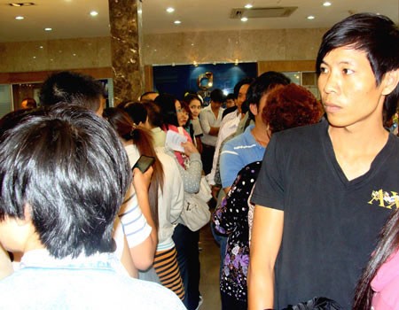 Đổ xô xếp hàng mua vàng SJC ảnh 2