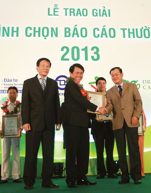 Những khoảnh khắc đẹp tại Lễ trao giải BCTN tốt nhất 2013 ảnh 10