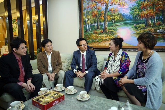 Phó Thủ tướng chúc Tết các văn nghệ sĩ, nhà khoa học ảnh 2