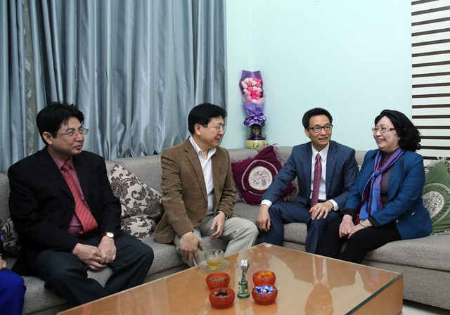 Phó Thủ tướng chúc Tết các văn nghệ sĩ, nhà khoa học ảnh 3