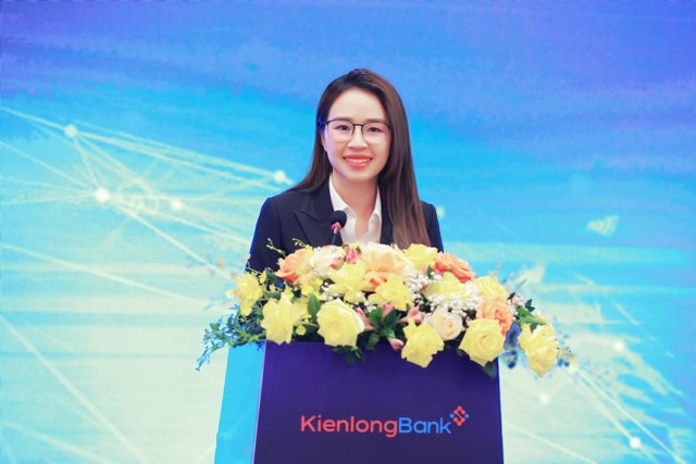 Bà Trần Thị Thu Hằng, Chủ tịch HĐQT phát biểu tại Đại hội