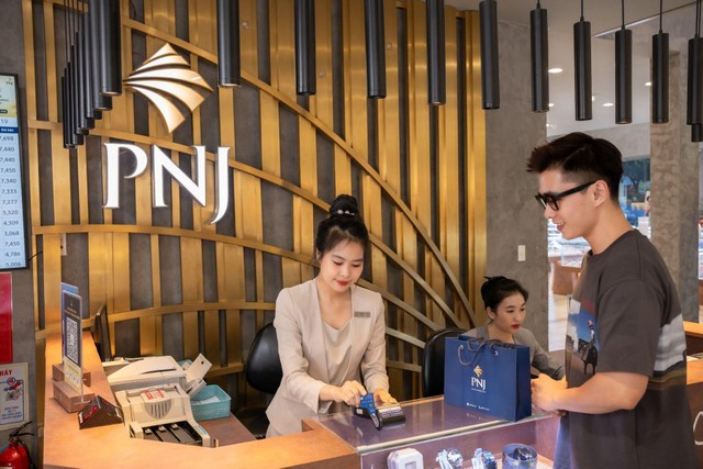 PNJ không ngừng hoàn thiện mô hình bán lẻ hiện đại. Ảnh: Việt Hùng