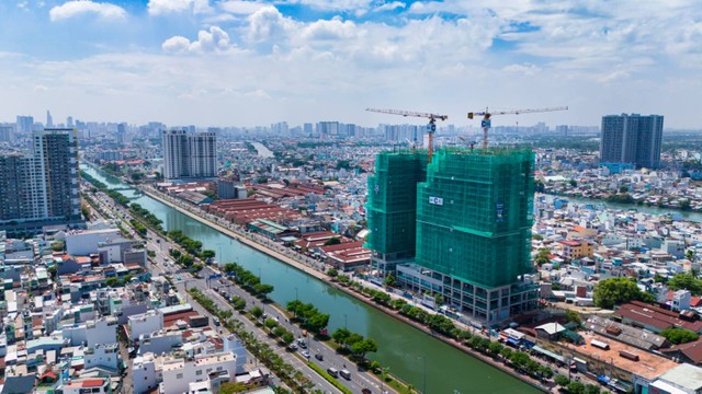 Hai tòa tháp dự án D-Aqua đã chính thức cất nóc