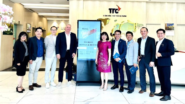 Bà Huỳnh Bích Ngọc, Phó Chủ tịch Thường trực kiêm Tổng Giám đốc Kl994 game bài casino hấp dẫn TTC cùng ông Võ Thanh Lâm, Tổng Giám đốc TTC Land gặp gỡ làm việc cùng Ông Artur Gerber, Tổng Giám đốc TUI BLUE