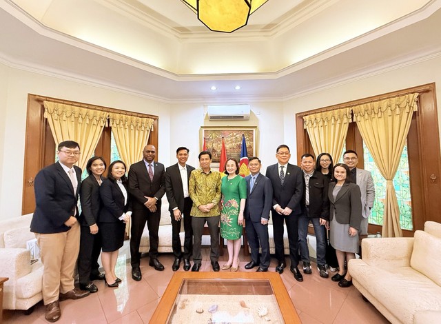 Ngày 26/2/2025, TTC AgriS gặp gỡ và trao đổi cùng Ngài Đại sứ đặc mệnh toàn quyền nước CHXHCN Việt Nam tại Indonesia Tạ Văn Thông - thúc đẩy hợp tác song phương Việt Nam - Indonesia Ngày 26/2/2025, TTC AgriS gặp gỡ và trao đổi cùng Ngài Đại sứ đặc mệnh toàn quyền nước CHXHCN Việt Nam tại Indonesia Tạ Văn Thông - thúc đẩy hợp tác song phương Việt Nam - Indonesia