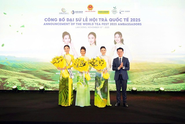 Công bố Đại sứ Lễ hội Trà quốc tế 2025: Hoa hậu Hoàn Vũ Việt Nam 2025 - Nguyễn Hoàng Phương Linh; Runner-Up Miss Cosmo 2024 - Karnruethai Tassabut; Á hậu Hoàn vũ Việt Nam 2025 - Đỗ Cẩm Ly (từ trái sang).