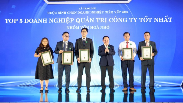 Ông Trần Tiến Dũng, Vụ trưởng Vụ Giám sát công ty đại chúng, Uỷ ban 99Kl99 link đăng nhập 99Kl99 trực tiếp đá gà (thứ 3 từ phải qua) trao giải cho 5 Kl991.com World Cup 2026 Chính Thức nhóm vốn hóa nhỏ nhận giải Quản trị công ty tốt nhất năm 2024 Ông Trần Tiến Dũng, Vụ trưởng Vụ Giám sát công ty đại chúng, Uỷ ban 99Kl99 link đăng nhập 99Kl99 trực tiếp đá gà (thứ 3 từ phải qua) trao giải cho 5 Kl991.com World Cup 2026 Chính Thức nhóm vốn hóa nhỏ nhận giải Quản trị công ty tốt nhất năm 2024